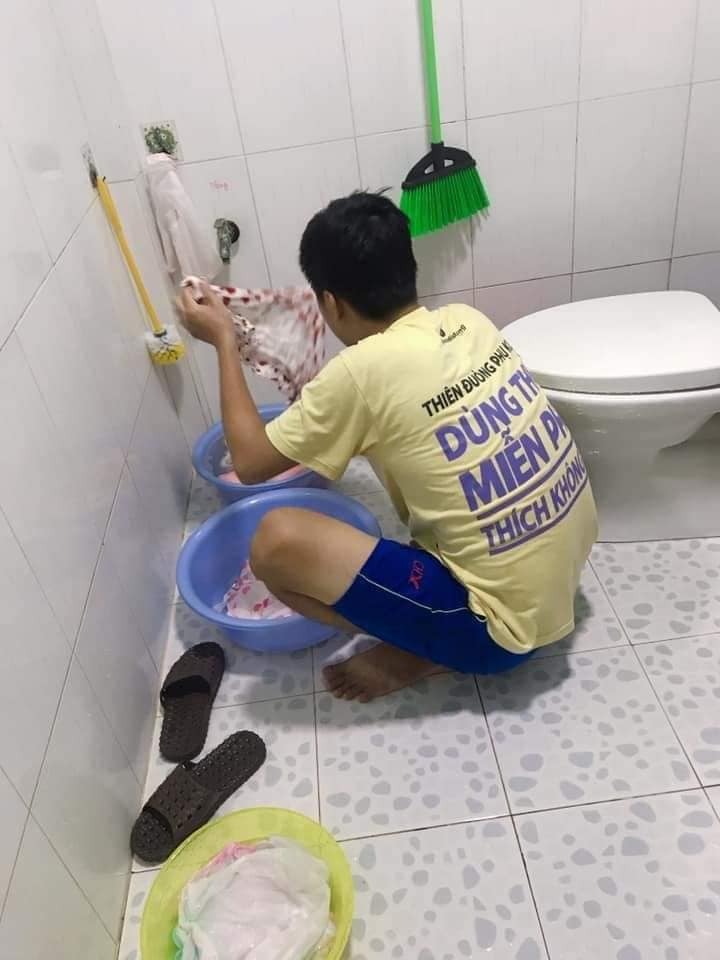 Nãy thấy chị vợ đăng ảnh cảm ơn vì sự tử tế của chồng vì chồng giúp chăm con, giúp đỡ mình khi ở cữ, thấy vui thay.
Con của chung, nghĩa vụ chung, cùng làm bố làm mẹ, hạnh phúc chung là phải san sẻ thôi 🥰

-Chia sẻ từ Đặng Lộc Châu Đang-