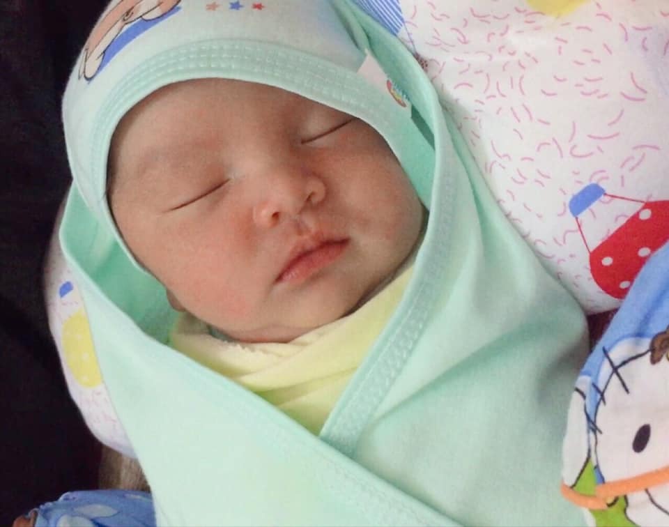 Em đã cán đích ở tuần 39w5 ngày. Bé dưa hấu 3kg3 ạ. Hihi em chúc các mẹ sớm gặp các thiên thần của mình nhé! Chúc Mamibabi ngày càng hay hơn nữa để các mẹ thai giáo bổ ích cho con ạ, như bây giờ đã là bổ ích số 1 rồi ạ hihi