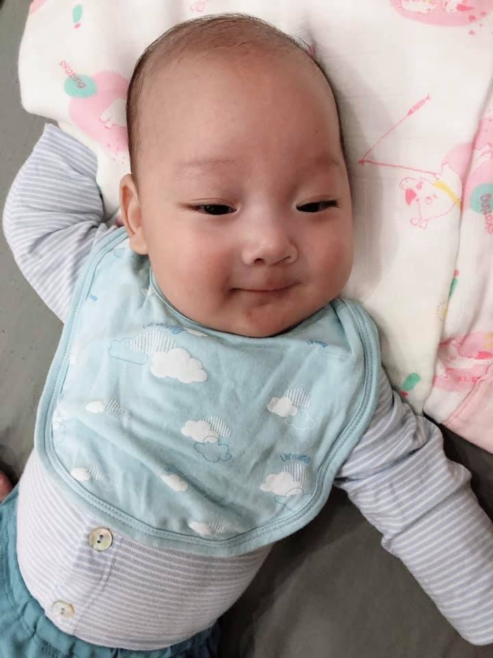 Nằm ngắm zai iu, gái iu của mẹ cho hết ngày vậy 🥰
Mẹ nào xin vía ko ạ