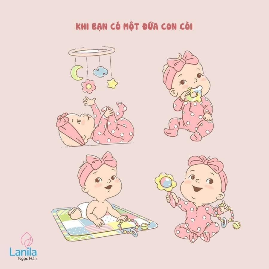 "VĂN HOÁ CÁI CÂN" - KHI BẠN CÓ MỘT ĐỨA CON CÒI

Từ hồi mới sinh Nhôm, Ngọc Hân cũng chẳng lạ gì với những câu hỏi “khiếm nhã” kiểu như: "Mẹ béo thế này lại ăn hết sữa của con thôi, khổ thân con bé sinh ra có được 3,2kg ☺”, "Bé mấy cân rồi cháu, sao “còi” thế?” hay là “Con bé này trông lúc còn bé mũm mĩm nhưng lớn lên lại còi đi, cháu bác là phải múp míp trông mới thích!??”

Thú thật, hồi mới sinh, lần đầu làm mẹ cái gì cũng bỡ ngỡ lạ lẫm, một người nói không sao nhưng tất cả những người xung quanh kể cả mẹ mình đều tiêm vào đầu mình suy nghĩ đó khiến mình bị dao động. Đã từng có thời gian mình cho con ăn vượt ngoài lượng hấp thụ của con. Cũng chỉ vì một cữ mẹ thấy em ăn được tận 320ml nên ham, cho ăn thêm. Con ăn xong, chỉ bế lên là con trớ đầy cả mũi, cả miệng. Rồi mỗi tháng con tăng 2kg lận, mà tăng để làm gì thì mẹ không biết ☺. Mãi sau này, khi mình tìm hiểu về trào ngược sinh lý ở trẻ, được bác sĩ tư vấn về cữ ăn khoa học và tìm hiểu về chuẩn phát triển của WHO mình yên tâm phần nào về việc cân nặng bình thường của con.

Văn hoá Việt Nam là văn hoá cái cân, tất tật những sự quan tâm và câu hỏi của người thân đều vây quanh cân nặng của bé và gây áp lực cho mẹ. Cân nặng trở thành thước đo để các mẹ trẻ có thể tự hào về sự phát triển của con mình, cũng là sự vinh dự khi bà nội, bà ngoại khoe cháu với mọi người. Ôi chao, hấp dẫn như thế làm sao các mẹ không bị cuốn theo được? Cũng dễ hiểu thôi, thời ông bà bố mẹ chúng ta là thời kỳ chiến tranh, thời kỳ bao cấp. Họ phải trải qua sự nghèo đói và thiếu thốn, phải lo từng bữa cơm nên việc một đứa trẻ béo tốt và mũm mĩm đã trở thành điều mong mỏi của họ. Cái cân không có lỗi, lỗi là ở người dùng cân!

🍀 Bây giờ, chúng ta đã có kiến thức của WHO làm chuẩn

Năm 2016, Tổ chức y tế thế giới WHO đã công bố chuẩn phát triển mới lần đầu tiên, dựa theo số liệu thống kê của 6 quốc gia từ mọi châu lục trên thế giới, trên hình mẫu là những trẻ được nuôi đúng khuyến nghị của WHO (sữa mẹ hoàn toàn 6 tháng đầu, sữa mẹ song song với ăn dặm tối thiểu 24 tháng).
Lần đầu tiên WHO đưa ra chuẩn cân đối BMI (trước kia chỉ dùng cho người lớn) và chuẩn vận động. Trong đó có các biểu đồ mới:

• Biểu đồ cân nặng so với chiều cao.

• Biểu đồ chỉ số khối cơ thể: Dùng để xác định như thế nào là chuẩn, là cân đối, là thừa cân – béo phì, là suy dinh dưỡng ở trẻ sơ sinh đến 5 tuổi.

• Biểu đồ phát triển vận động: Ghi lại các cơ hội cho cột mốc phát triển của BÉ.

Việt Nam được ghi nhận là một trong số những quốc gia đã cập nhật chuẩn mới từ Bộ Y tế, Viện Dinh dưỡng quốc gia và các tải liệu chăm sóc sức khỏe trẻ em chính thống.

Tuy nhiên, thực tế chỉ dừng ở việc thay đổi các biểu cân nặng và chiều cao cũ và mới, chưa thể hiện được tinh thần của chuẩn mới. Biểu đồ cân đối và vận động không được cập nhật. Đồng thời, việc hướng dẫn về sử dụng biểu đồ chiều cao và cân nặng không được phổ biến. Vì vậy, bố mẹ bị rơi vào mê hồn trận rất nhiều chuẩn biến tướng của WHO, như các mẹ thường thấy các bảng so sánh bé xx tuần thì phải nặng bao nhiêu gr, rồi nếu con không đạt được thế thì bác sỹ sẽ kê “Chưa đạt chuẩn” kèm một lô các loại thuốc bổ rồi men tiêu hoá… Mẹ thì ôm con về nhà, bụng một bầu lo lắng và khóc ròng vì nuôi con “kém” so với bạn bè. :”>

🍀 Nhưng thực sự tinh thần của WHO là gì?

🌻 Đối với cân nặng và chiều cao: không có kênh nào là chuẩn. em bé dù có sinh cùng ngày cùng tháng cùng năm cũng không có nghĩa là cân nặng phải giống nhau. Vì mỗi em bé có một bố mẹ khác nhau một hệ gen khác nhau và một đặc điểm dinh dưỡng vùng miền khác nhau... Mỗi em bé sẽ có một kênh tham chiếu phát triển của riêng mình chứ không phải một bảng so sánh cân nặng chiều cao với những em bé khác. Nghĩa là mỗi em bé phát triển sẽ có một biểu đồ riêng, ghi nhận sự phát triển chiều cao cân nặng vòng đầu của em bé đó, nó tăng lên, nó to ra, nó đi lên là hoàn toàn bình thường mẹ nhé.

🌻 Biểu đồ cân đối của cơ thể (BMI): Kênh +1, -1 và 0 là thể hiện một cơ thể cân đối và có thể coi là kênh chuẩn. Không phải ai cũng cần cao bằng nhau, nặng bằng nhau nhưng ai cũng cần có cơ thể cân đối và phát triển vận động đúng thời gian tương ứng với độ tuổi là phát triển chuẩn.

🌻 Suy dinh dưỡng
Việc xác định một em bé suy dinh dưỡng cần dựa trên 12 tiêu chí:

1) Chỉ số cân nặng

2) Chỉ số chiều cao

3) Chỉ số cân nặng so với chiều cao

4) Chỉ số khối cơ thể BMI
Khi cả 4 chỉ số này đều dưới kênh -3 và chỉ số về cột mốc phát triển vận động không trong khoảng thời gian chuẩn thì cần xem xét thêm 7 chỉ số sau:

5) Biểu đồ số đo vòng đầu

6) Biểu đồ số đo vòng bắp tay

7) Biểu đồ số đo độ dày nếp da dưới xương bả vai

😎 Biểu đồ số đo độ dày nếp da sau bắp tay

9) Biểu đồ tốc độ tăng cân

10) Biểu đồ tốc độ tăng chiều cao

11) Biểu đồ tốc độ tăng vòng đầu

🌻 Đối với các bé bú mẹ thì các mẹ cần lưu ý về đặc điểm tăng cân của bé từ tháng thứ 4. Cái này các mẹ hỏi mình rất nhiều. Các mẹ con 3 - 4 tháng chững cân và đang biếng ăn sinh lý thì đọc kỹ nhaa

Từ tháng thứ tư, sữa mẹ giảm đạm khiến bé tăng cân chậm lại. Nếu bé đã tăng gấp đôi cân nặng trong 3 tháng đầu thì bé sẽ tăng cân chậm lại và thậm chí là đứng cân. Nếu bé tăng cân ít thì sữa mẹ lại tiếp tục giúp bé tăng cân một cách phù hợp.

Từ tháng thứ 4 trở đi, đặc biệt là từ tháng thứ 7 - 8, trẻ cũng sẽ tiêu hao năng lượng nhiều hơn cho việc phát triển vận động và giao tiếp, nên sữa mẹ dễ bị ngộ nhận là “sữa mẹ mất chất”, "sữa mẹ loãng như nước lã nên con còi”.

Thực ra không phải vậy, sữa mẹ sẽ cân đối dinh dưỡng theo chuẩn cân nặng và phát triển được lập trình sẵn cho con các mẹ ạ.

Theo nghiên cứu, não của trẻ 2 tuổi được bú mẹ 100% ít nhất 6 tháng, phát triển hơn 30% so với trẻ không được bú mẹ, đặc biệt ở phần não về phát triển ngôn ngữ. Thế nên, nếu cần ưu tiên giữa có được não phát triển hơn 30%, với chiều cao và cân nặng hơn 30%, thì các mẹ sẽ đặt thứ tự ưu tiên nào nè?

Giả sử em bé của các mẹ cứ tăng đều 2kg một tháng thì đến tháng thứ 8 con thành "bé hà mã mất". Lúc đấy thì con lật còn khó khăn chứ nói gì tập bò, tập đi khám phá thế giới.

Vì thế nên cứ quẳng cái cân đi mà vui sống! Trộm vía em bé Nhôm nhà mình biết đi từ 8,5 tháng, khám phá mọi nơi và trở thành một em bé năng động, nhanh nhẹn, lém lỉnh hơn những gì mẹ mong đợi. 😀

🍀 Trẻ bụ bẫm có thực sự mạnh khoẻ không?

Một nghiên cứu mới (được công bố ngày 27/5/2013 trên tạp chí Nhi Khoa Pediatrics - tạp chí chính thức của Học Viện Y Khoa Mỹ), phát hiện rằng tăng cân trong giai đoạn sơ sinh có thể gây hại cho sức khỏe trong cuộc sống sau này của trẻ.

Tăng cân trong thời gian mười tám tháng đầu đời có liên quan đến tăng nguy cơ béo phì, huyết áp cao và dày thành động mạch sau này.
Mỗi một kg trọng lượng đã đạt được trong giai đoạn này tăng gấp đôi nguy cơ béo phì ở trẻ lên tám tuổi.

Nghiên cứu cũng chỉ ra rằng khi không được bú mẹ đến sáu tháng tuổi, trẻ sẽ có nguy cơ bị tăng cân sớm.

Vậy nên, dù con có "còi" một tí trong mắt mọi người thì các mẹ cũng hãy cứ vững tin nuôi con hoàn toàn bằng sữa mẹ nhé!

Quẳng cái cân đi mà sống ❤

Nguồn: Ngọc Hân