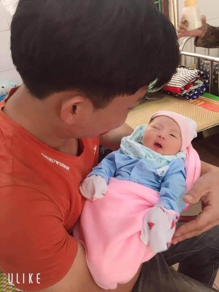 Con xin chào các mẹ. Mẹ con đã vượt cạn thành công rồi ạ🥰🥰

Cảm ơn các mẹ đã mách để mẹ con dùng Mamibabi thai giáo cho con ạ.

Chưa bao giờ e nghĩ đến khi sinh lại dễ dàng và nhanh như thê.
12h trưa 14-10 thây râm râm khó chịu e vô viện bs khám báo có dấu hiệu sinh 30p sau mơ 2p đau nhẹ gò cứng hêt cả bụng.trong 1tiêng e 1h 30p con sinh ra đời với ba mẹ 
Chúc các mẹ bầu thai kì khỏa mạnh sinh nhanh giống e😘