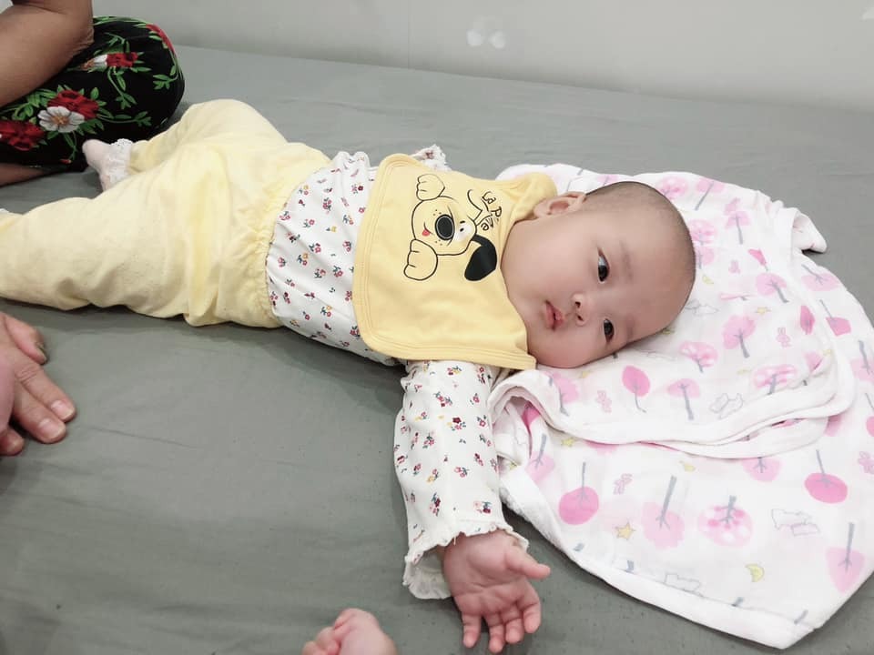Nằm ngắm zai iu, gái iu của mẹ cho hết ngày vậy 🥰
Mẹ nào xin vía ko ạ