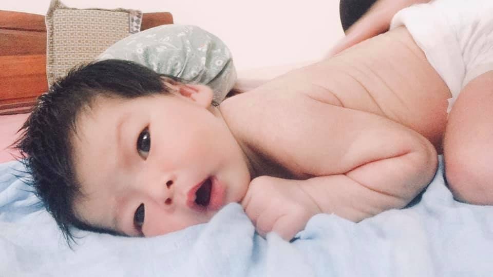 IVF BV BƯU ĐIỆN

Động lực cho các mom nha. 
Em là thành quả của bs Hà nữ. 
Bố mẹ có được em sau 9 năm cưới, 8 năm mong mỏi, 3 lần làm ivf, 4 lần cp. 
Bố cháu bt. Mẹ cháu AMH thấp, niêm mạc tử cung mỏng, bị gen đông máu phải tiêm lovenox suốt thai kì. 
Sau nhiều lần cp thất bại, mẹ cháu vẫn kiên trì làm ở bvbđ vì gần nhà tiện đi lại. 
Quan trọng vẫn là tinh thần và đủ duyên thì con sẽ đến ạ.