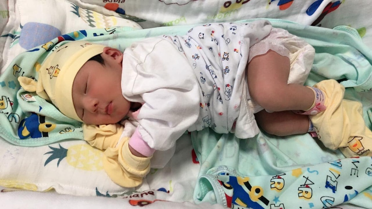 Mẹ con em đã cán đích thành công ở 38w3d. Con 2,9kg. 
Các Mom tiểu đường cố gắng nhé. Đừng quá áp lực. Mẹ và bé đường sau sinh đều bình thường ạ. Em đợi 8 tuần sau đi khám lại. 
Chúc các mom luôn thoải mái và cán đích thành công ạ.
Thấy có vẻ ko lq nhưng mà thai giáo giúp tâm trạng mẹ tốt hơn, cũng giúp tiểu đường mau tan biến đó các mom ạ 😂tối các mom nhớ dành thời gian cho bé nha