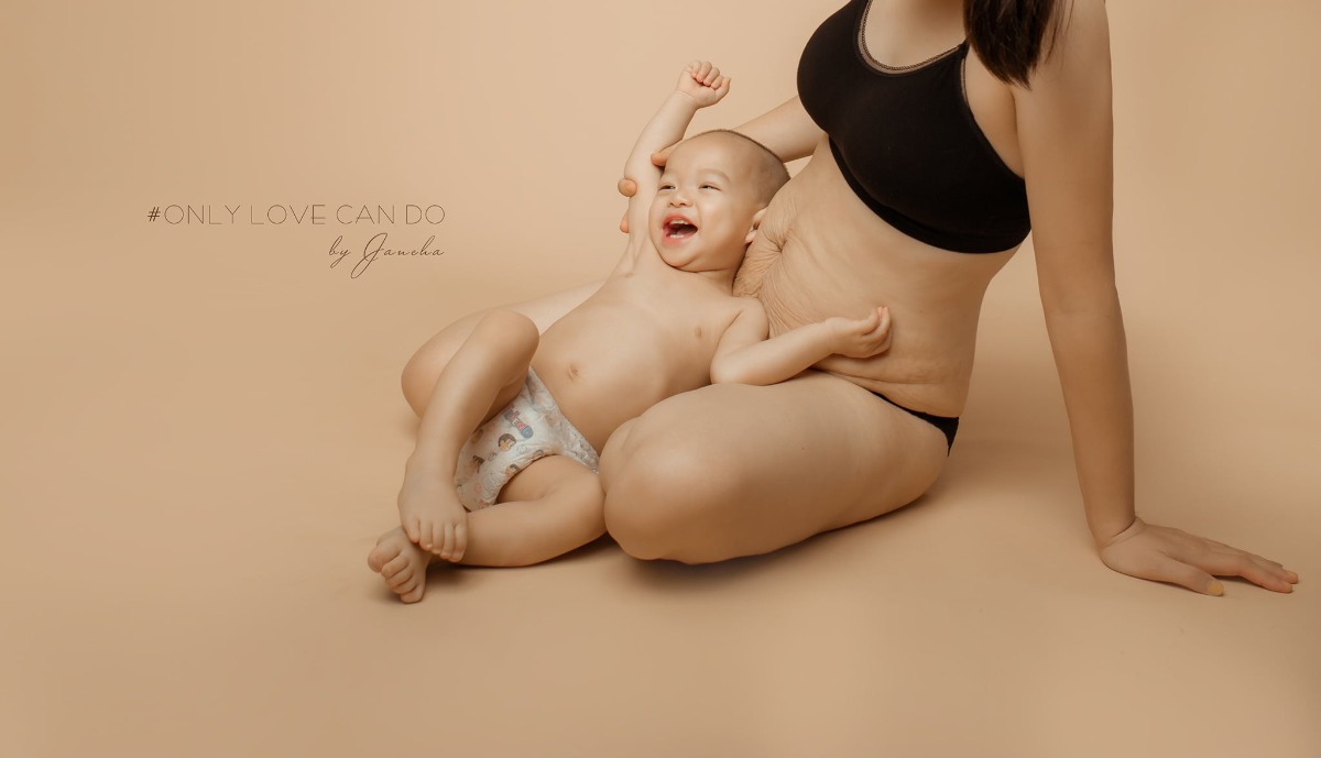 Hi các mẹ, Hãy tự hào vì chúng ta may mắn đc sinh sống trên đất một đất nước xinh đẹp và an toàn.

Cơ thể mẹ sau sinh giống như một minh chứng cho tình yêu, sự hy sinh cao cả của người phụ nữ với thiên chức làm mẹ. Hãy tự hào về điều ấy! Vì tự tin chính là thứ trang sức lung linh nhất của phụ nữ chúng mình.