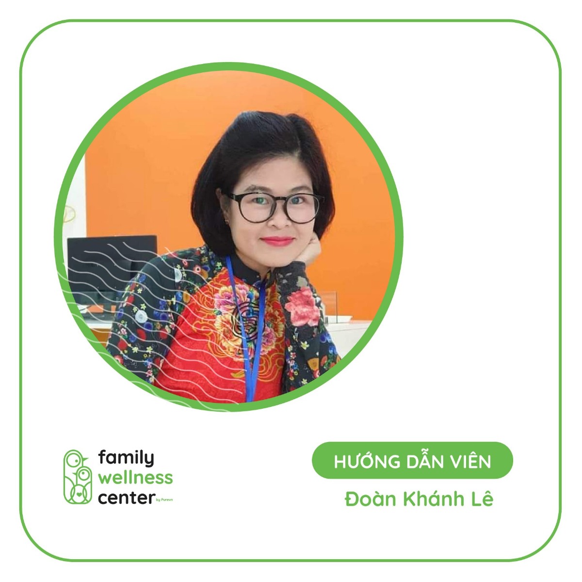 [Khoá học miễn phí tại Hà Nội: Kỷ luật tích cực trong thực hành làm cha mẹ hằng ngày] 

👩‍❤️‍👨 Thông tin nhanh: 
- Thời gian: từ 18:00 ~ 20:00 Thứ Sáu hàng tuần, liên tiếp trong 8 tuần.
- Số buổi: 8 buổi (bắt buộc) + 2 buổi tùy chọn
- Số cha mẹ: tối đa 20 người, ưu tiên cả vợ - chồng cùng tham gia.
- Khai giảng: từ 18:00 ~ 20:00 Thứ sáu ngày 6/11/2020
- Địa điểm học: 68B Trần Nguyên Đán, Hoàng Mai, Hà Nội.
- Học phí: miễn phí, chỉ phải đóng chi phí học cụ, in ấn sách và tài liệu trước và sau khóa học (tạm thu 500k) 
- Cách thức đăng ký: Gọi hotline: 098 378 26 84

👩‍❤️‍👨  Thông tin chi tiết: 
Làm cha mẹ là một hành trình dài chưa có hồi kết. Khi có con, cha mẹ sẽ được trải nghiệm những cung bậc cảm xúc chưa từng có.
Liệu có khi nào bố mẹ tự hỏi:
- Tại sao một ông bố có thể thay mẹ, chăm lo tốt cho hai nhóc tuổi mầm non siêu quậy?
- Nhờ đâu một bà mẹ có thể trở thành bạn của con, được lắng nghe những câu chuyện của con, cùng con bước qua khủng hoảng tuổi dậy thì một cách bình an, vui vẻ?
- Bí quyết nào để những chàng trai, cô gái, dù ở lứa tuổi nào vẫn luôn coi bố mẹ như những người bạn lớn thân thiết, luôn có thể ôm, sẻ chia mọi niềm vui, nỗi buồn?

Họ có bí quyết gì chăng?
Hãy cùng nhau khởi động một hành trình. Chúng ta sẽ cùng nhau trải nghiệm những kiến thức và kỹ năng nền tảng về sự phát triển để hiểu mình, hiểu trẻ. Ga cuối cũng là lúc bạn sẵn sàng trở về nhà, sẽ cùng con bước tiếp mỗi ngày với sự bình an và đầy ắp tình yêu thương.

THÔNG TIN KHOÁ HỌC: 
1. Tiêu chí tuyển chọn cha mẹ
- Cha mẹ có con trong độ tuổi 0 -18;
- Những người chuẩn bị làm cha mẹ.
- Ưu tiên cặp vợ chồng cùng tham gia;
-  Ưu tiên các ông bố tham gia;
-  Cha mẹ cam kết tham gia đủ 8 buổi đầu tiên;

2. Mục đích khóa học
Khóa học "Kỷ luật tích cực trong thực hành làm cha mẹ hằng ngày  (PDEP)" là khoá học dựa trên nền tảng nghiên cứu lâm sàng về tâm sinh lý lứa tuổi của trẻ em. PDEP cung cấp cho cha mẹ bức tranh đa chiều về sự phát triển cả về thể chất và tinh thần của trẻ trong độ tuổi từ 0-18 tuổi. Cha mẹ sẽ có cơ hội tiếp cận kiến thức và kỹ năng nền tảng về phương pháp KLTC để từ đó có năng lực giải quyết thấu đáo và hiệu quả các vấn đề liên quan đến giáo dục trẻ tại nhà.

3. Mục tiêu học tập
Sau khóa học 8 buổi, học viên sẽ:
- Hiểu thế nào là Kỷ luật tích cực.
- Những kỹ năng quan trọng nhất của phương pháp KLTC.
- Hiểu được chính mình và vai trò của mình như là một người cha, người mẹ trong cuộc đời con;
- Hiểu được đặc điểm tâm sinh lý của con; những vấn đề con đang gặp phải qua từng giai đoạn phát triển.
- Biết cách quản lý cảm xúc, giải quyết và giúp con giải quyết những vấn đề liên quan đến con phát sinh tại nhà;
- Biết cách khích lệ con tham gia cùng giải quyết vấn đề liên quan đến con; giúp con tự tin trở thành người như chúng ta mong đợi.

4. Nội dung khóa học:
Nội dung khóa học chi tiết sẽ được cung cấp cho cha mẹ cam kết tham gia đầy đủ 8 buổi. Khóa học được thiết kế dựa theo những nghiên cứu về sự phát triển của trẻ; khả năng làm cha mẹ, quyền trẻ em của các chuyên gia hàng đầu thế giới về giáo dục và tâm lý học trẻ em. Tài liệu đã được biên soạn và liên tục chỉnh sửa, cải tiến cho phù hợp với bối cảnh hiện tại.

5. Tài liệu học tập:
BTC sẽ cung cấp miễn phí cho cha mẹ được lựa chọn một cuốn “Cẩm nang Kỷ luật tích cực trong thực hành làm cha mẹ hàng ngày” của tiến sỹ tâm lý học lâm sàng Joan Durrant

6. Phương pháp
Khóa học thúc đẩy sự tham của học viên vào các hoạt động trải nghiệm, thảo luận, chia sẻ, trình bày cá nhân hoặc theo nhóm để có thể lĩnh hội, cảm nhận và hiểu sâu sắc nhất nội dung bài học

7. Hướng dẫn viên: Nhóm hướng dẫn viên đều đã được các giảng viên quốc gia giàu kinh nghiệm của chương trình trực tiếp đào tạo. Vui lòng click vào từng ảnh xem thông tin chi tiết về các hướng dẫn viên.

8. Yêu cầu đối với cha mẹ
Cha mẹ cần mang đến lớp:
- Sổ và bút;
- Trái tim cởi mở, yêu thương và sẵn sàng tìm hiểu một cách khác để giáo dục trẻ hiệu quả;
- Cam kết tham gia đủ 8 buổi đầu tiên.

9. Chi phí: Chúng tôi sẽ tạm thu 500k/người cho chi phí học cụ, in ấn sách và tài liệu trước và sau khóa học

10. Đăng ký: Gọi Hotline: 098 378 26 84

---

Thông tin Giảng viên: 

ĐOÀN KHÁNH LÊ
- Tham gia quản lý và thực hiện các dự án về Quyền trẻ em tại cộng đồng tại Trung Tâm Nghiên cứu và Hỗ Trợ trẻ em, do Save the Children tài trợ từ năm 2009.
- Tham gia Đào tạo Kỹ năng về truyền thông thay đổi hành vi; sự tham gia cho bà con trong chương trình 135 của Uỷ Ban Dân Tộc do Đại sứ quán Ai-Len tài trợ.

TRẦN THÙY TRANG
- Là Mẹ của một bạn nhỏ 4 tuổi.
- Làm việc trong lĩnh vực Giáo dục từ năm 2009.
- Với kinh nghiệm tiếp xúc học sinh và Phụ huynh của học sinh nhiều lứa tuổi từ 0 - 25 tuổi.
- Năm 2019, chị tham gia Vietnam Educamp với vai trò Báo cáo viên với chủ đề “Học cùng con - Bao lâu là đủ'.
- Tốt nghiệp khoá Hướng dẫn viên PDEP tháng 10/2020

TH.S NGUYỄN DẠ ĐAN TRANG
Kinh nghiệm 13 năm làm việc với trẻ em đường phố, trẻ có hoàn cảnh đặc biệt khó khăn và nạn nhân nữ bị mua bán trở về. Làm cha mẹ giống như một cuộc du lịch đầy hồi hộp, lo lắng nhưng đó lại là hành trình khiến cho chúng ta hạnh phúc nhất, trân trọng thành quả nhất! Chị tin rằng, bậc cha mẹ nào cũng có kinh nghiệm riêng trong nuôi dạy con cái. 

Hãy cùng gặp gỡ và chia sẻ để xây dựng nên một Cộng đồng cha mẹ tích cực nhé!