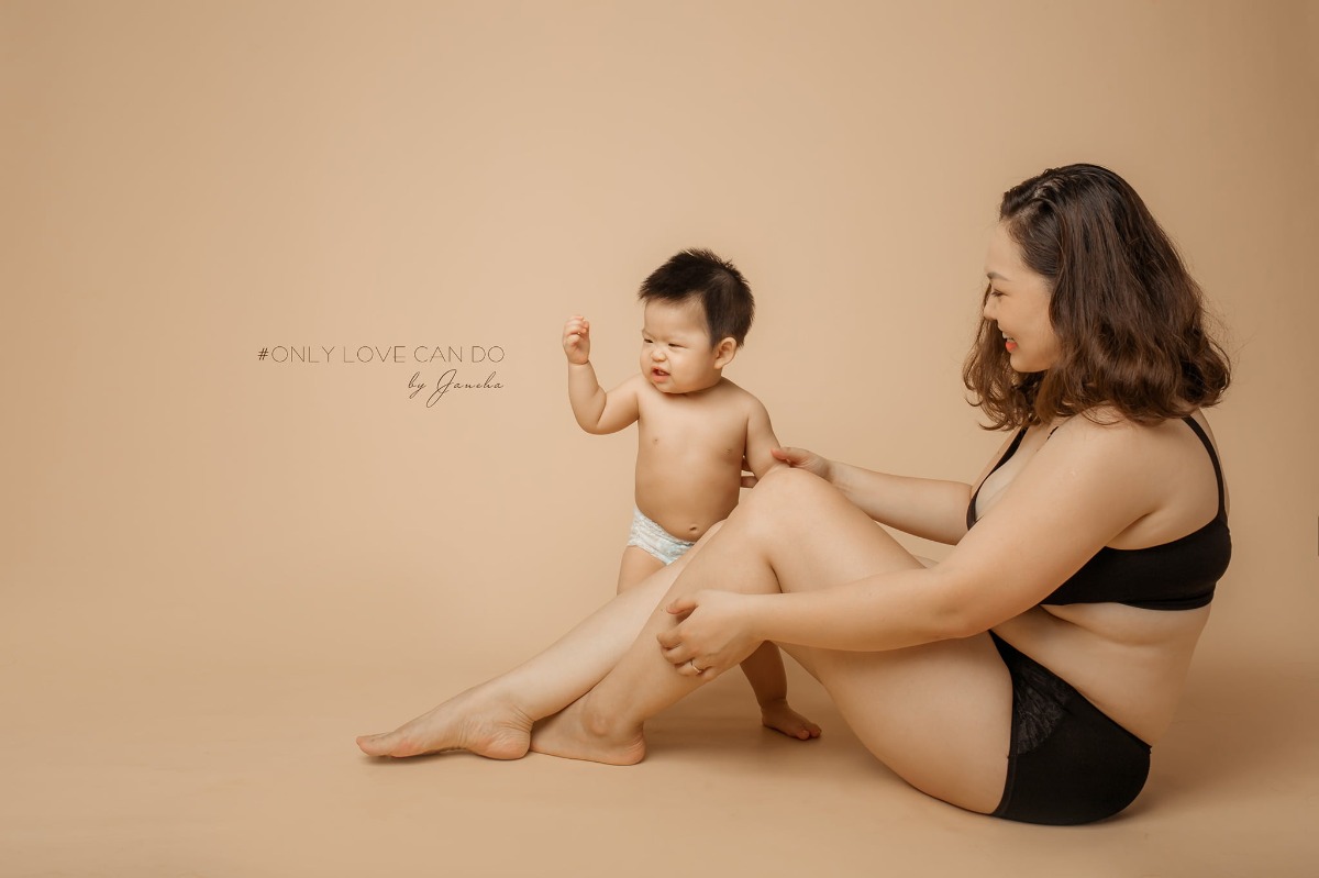 Hi các mẹ, Hãy tự hào vì chúng ta may mắn đc sinh sống trên đất một đất nước xinh đẹp và an toàn.

Cơ thể mẹ sau sinh giống như một minh chứng cho tình yêu, sự hy sinh cao cả của người phụ nữ với thiên chức làm mẹ. Hãy tự hào về điều ấy! Vì tự tin chính là thứ trang sức lung linh nhất của phụ nữ chúng mình.