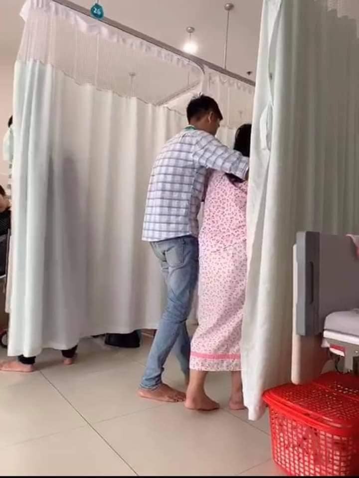 Nãy thấy chị vợ đăng ảnh cảm ơn vì sự tử tế của chồng vì chồng giúp chăm con, giúp đỡ mình khi ở cữ, thấy vui thay.
Con của chung, nghĩa vụ chung, cùng làm bố làm mẹ, hạnh phúc chung là phải san sẻ thôi 🥰

-Chia sẻ từ Đặng Lộc Châu Đang-