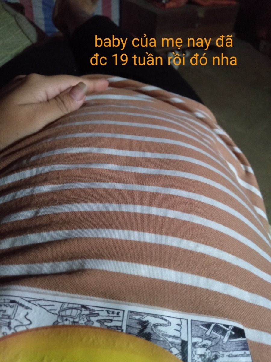 Các mom cho e hỏi là mấy tháng con trong bụng mẹ mới biết đạp các mom