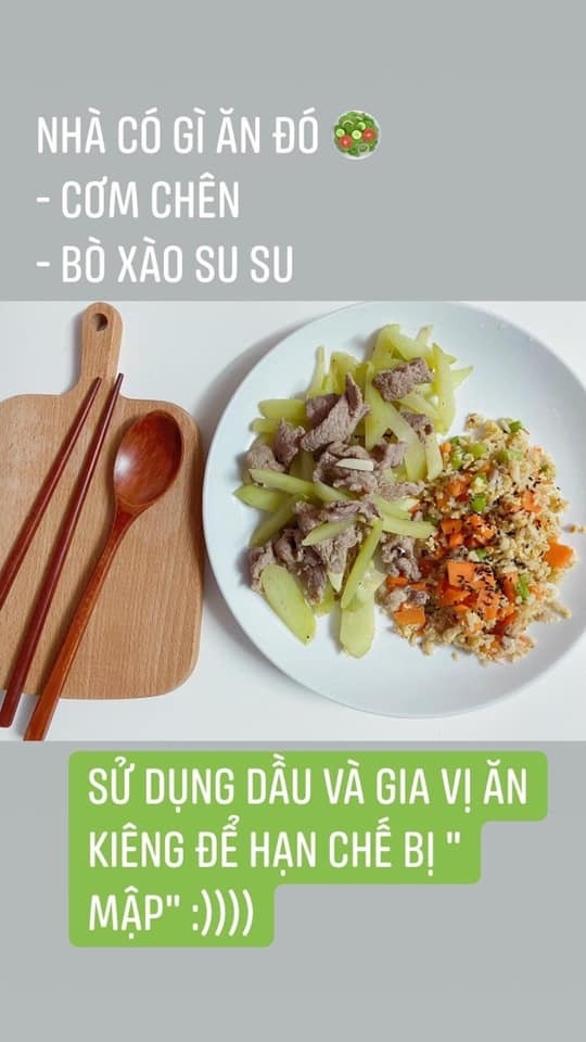 MÌNH ĐÃ HẾT BỊ TĐTK SAU SINH ✌🏻

Chào cả nhà. Mình phát hiện tiểu đường thai kì ở tuần 26 và mẹ tròn con vuông ở tuần 38w3d. Lúc sinh bé nặng 3kg820 và mẹ sinh thường không gây tê màng cứng. Trong quá trình mang thai khi biết bị tđtk mình kiểm soát đường huyết mỗi ngày bằng cách ăn uống theo chế độ như bs dinh dưỡng hướng dẫn: ăn nhiều rau trước, thức ăn sau và tinh bột sau cùng, không ăn đồ ngọt trái cây ngọt, chia nhỏ bửa ăn và kiểm tra đường trước và sau khi ăn những món lạ. Và mình đã cán đích thành công.

Sau sinh mình vẫn tiếp tục ăn chế độ nhiều rau và đạm, k ăn đồ ngọt và vẫn tiếp tục ăn cơm lứt, khoai lang, yến mạch thay cơm trắng cho đến hiện tại SAU SINH 3 tháng mình đi test đường lại thì đã THOÁT KHỎI TIỂU ĐƯỜNG rồi mọi người ạ ❤️. Mặc dù ăn như vậy nhưng trộm vía sữa mình vẫn nhiều và đặc lắm nhe ( 1 ngày hút dc 2lít sữa) nên các mẹ bị tđtk củng đừng lo lắng là sau sinh phải ăn nhiều cơm hay uống sữa ông thọ mới có nhiều sữa ( KHÔNG CẦN THIẾT ĐÂU Ạ) vì nếu sau sinh chưa biết đc mình hết tđtk hay chưa mà ăn nhiều đồ ngọt quá thì củng có thể tăng nguy cơ mắc tiểu đường type 2 hơn bình thường. Cho nên có kiêng có lành. Và quan trọng nữa sau sinh kho vẫn ăn chế độ thì lấy lại dáng rất nhanh. Bản thân mình sợ mang căn bệnh tiểu đường cả đời cho nên ăn uống kiểm soát và còn tập luyện nữa. Và bây giờ đã không bị Tiểu đường type 2. Mình vui và chia sẻ ngay cho các mẹ luôn ạ 🥰🥰🥰🥰