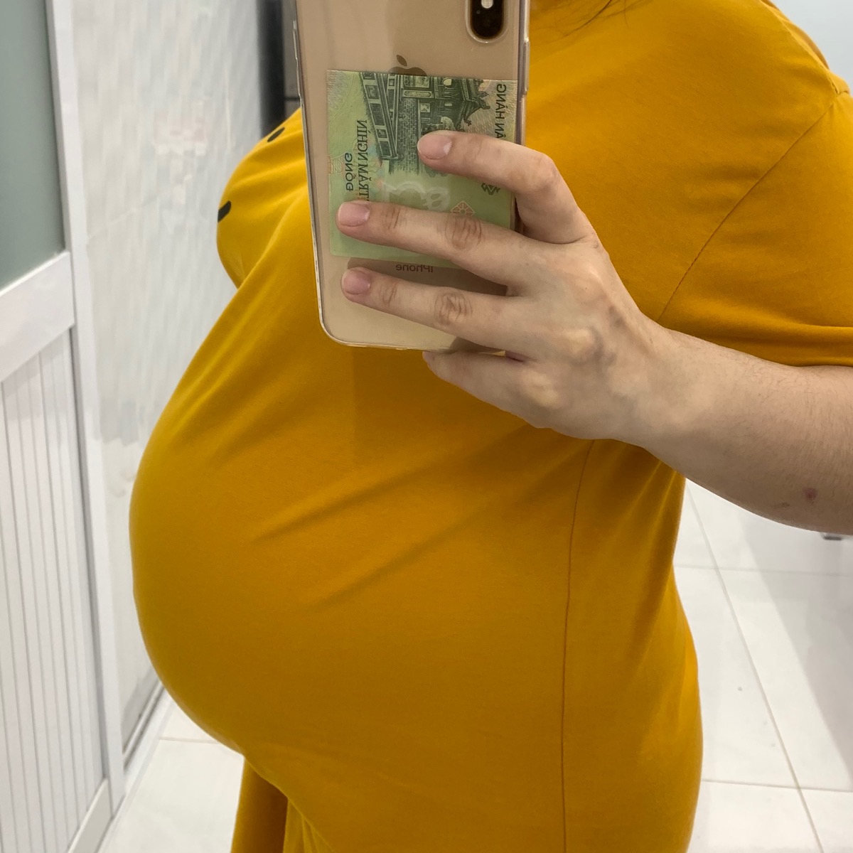 Cho e hỏi e bầu dc 37w4d rồi, bụng e như này là đã tụt chưa mấy mom???? Hnay e thấy hơi đau râm râm phía dưới bụng quá, tối ngủ kg dc lun 😢