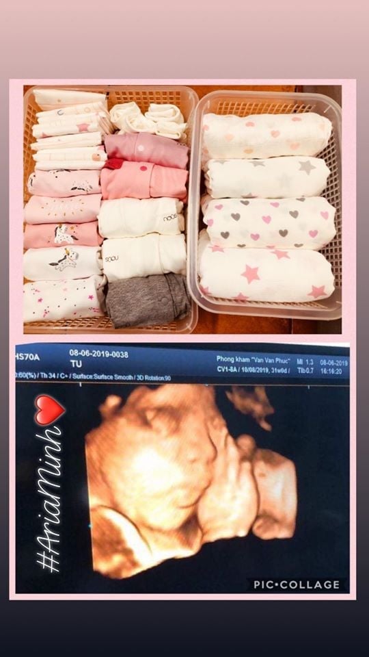 TRƯỚC KHI SINH CON, HÃY DỌN NHÀ!

Tất cả chúng ta đều dọn nhà trước khi sinh em bé, đây là một hành động bản năng giống như nhiều loài động vật vẫn xây tổ để ấp trứng vậy. Tuy nhiên, nếu bạn chỉ dọn phòng cho em bé thôi thì chưa đúng, hãy dọn khắp xung quanh nhà, loại bỏ bớt đồ dùng và làm đơn giản hoá cuộc sống.

Ý nghĩa của việc này nằm ở chỗ : Em bé mới sinh sẽ khiến bạn mất rất nhiều năng lượng, bạn sẽ mất ngủ, sức khoẻ sẽ giảm, em bé có thể sẽ quấy, vợ chồng có thể sẽ tranh cãi... Do đó, cần phải giữ gìn năng lượng của mình và loại bỏ bớt những việc/ những thứ sẽ làm bạn mất năng lượng.

Dù mắt thường không nhìn thấy được nhưng khoa học đã chứng minh rằng mọi đồ vật đều có năng lượng. Một đồ dùng để phủi bụi đã lâu mà không được sử dụng đến sẽ phát ra năng lượng xấu, ảnh hưởng trực tiếp đến chủ nhân. Trên thực tế thì bạn sẽ dễ trở nên cáu gắt nếu thấy đồ đạc bám bụi không được lau dọn, một đống quần áo bừa bộn chưa được gập hay một cái bếp bẩn... Vậy thì ngay từ bây giờ hãy dành thời gian để loại bỏ bớt những thứ sẽ làm hao tổn năng lượng.

Cũng đừng mua sắm quá nhiều thứ cho em bé, vì chính bạn sẽ là người đi dọn chúng.

👶 VS. 👩‍❤️‍👨PHÂN BIỆT CÁI EM BÉ CẦN & CÁI CHÚNG TA MUỐN

Chúng ta thường bị rơi vào cái bẫy mua sắm do các nhà marketing dựng lên. Ví dụ, nhiều bố mẹ bỏ tiền ra mua Flashcard với lời quảng cáo rằng Flashcard giúp kích hoạt trí não của trẻ, giúp trẻ ghi nhớ, học đọc... trong khi không hiểu nguyên lý gốc của việc trẻ sơ sinh học như thế nào. Điều này vô cùng nguy hiểm và cũng tốn năng lượng vô ích.

Trước khi mua sắm bất cứ đồ gì cho trẻ sơ sinh (và cả trẻ lớn hơn) bố mẹ hãy ghi nhớ MỘT CÂU HỎI: Đó có phải là cái trẻ cần ? hay đó là cái chúng ta muốn ? và BA ĐIỀU trẻ sơ sinh cần :
An toàn : ngôi nhà, ghế ngồi ô tô...
Ấm áp : quần áo, bỉm...
Yêu thương : ôm ấp, quan tâm, cho ăn, cho ngủ...

Có phải chúng ta thường xuyên mua những chiếc áo không mặc đến vì nó được giảm 50% ? Điều này cũng dễ xảy ra khi mua sắm cho bé. Ví dụ như băng đô đeo đầu cho trẻ sơ sinh (bạn nghĩ rằng em bé sẽ bớt xinh nếu không có băng đô đeo đầu à?), sữa tắm cho trẻ sơ sinh với các hương khác nhau (thực chất em bé chẳng cần mùi hương gì), ghế rung, đồ chơi treo nôi và hàng trăm thứ đồ không cần thiết khác.

Nhiều bố mẹ cho rằng bây giờ có thể trẻ sơ sinh chưa dùng nhưng sớm hay muộn thì cũng có lúc trẻ sẽ dùng, vậy thì mua sắm cũng không thừa. Tuy nhiên, như đã nói ở trên, đồ để lâu không dùng sẽ khiến bạn mất năng lượng.

Ví dụ bạn mua một chiếc ghế ăn dặm khi con bạn mới hơn 2 tháng, bạn sẽ mong ngóng đến ngày con biết ngồi, con đòi ăn để được dùng chiếc ghế. Nếu 6 tháng mà con vẫn chưa biết ngồi, chưa đòi ăn thì bạn sẽ dễ dàng thất vọng, so sánh, thắc mắc là vì sao con không phát triển như bạn mong đợi.