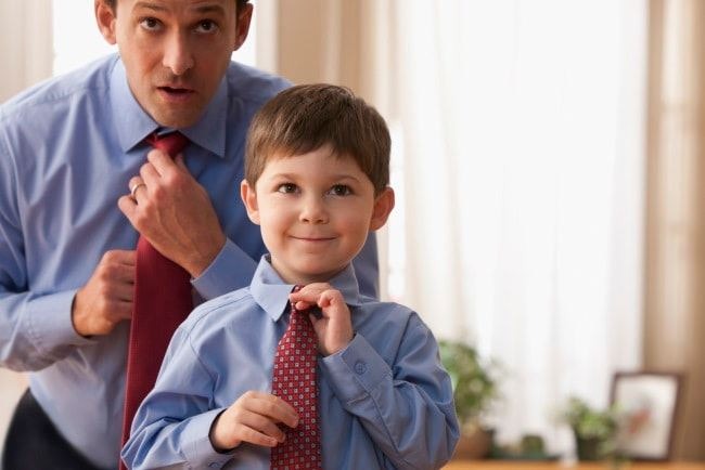 BỐ MẸ THẾ NÀO - CON THẾ ẤY
1. Bố mẹ cẩu thả - Con bừa bãi
2. Bố mẹ nói nhiều - Con thấy nhờn
3. Bố mẹ kêu ca - Con hay phàn nàn
4. Bố mẹ ham chơi - Con thích hưởng thụ
5. Bố mẹ to tiếng - Con cãi bướng
6. Bố mẹ chê bai - Con phán xét
7. Bố mẹ bốc đồng - Con bộc phát
8. Bố mẹ can thiệp - Con buông bỏ
9. Bố mẹ huyễn hoặc - Con ngộ nhận
10. Bố mẹ áp đặt - Con bất cần
11. Bố mẹ tích cực - Con tự tin
12. Bố mẹ điềm đạm - Con lắng nghe
13. Bố mẹ nhún nhường - Con lễ phép
14. Bố mẹ rộng lượng - Con hiểu chuyện
15. Bố mẹ định hướng - Con tự lập
16. Bố mẹ kiên nhẫn - Con không ngại khó
17. Bố mẹ nguyên tắc - Con ý thức
18. Bố mẹ cởi mở - Con thân thiện
19. Bố mẹ khiêm tốn - Con ham học hỏi
20. Bố mẹ thông thái - Con cái thông minh.
Vì cha mẹ chính là hình mẫu và ảnh hưởng đến sự phát triển của con, đặc biệt là nhân cách. Và nếu giáo dục không đúng cách, sẽ dẫn đến những hệ lụy nghiêm trọng khi con lớn.

Hãy cho con những trải nghiệm tích cực đầu đời thông qua các hoạt động phát triển vận động, ngôn ngữ, giác quan, nhận thức và tình cảm xã hội ba mẹ nhé.