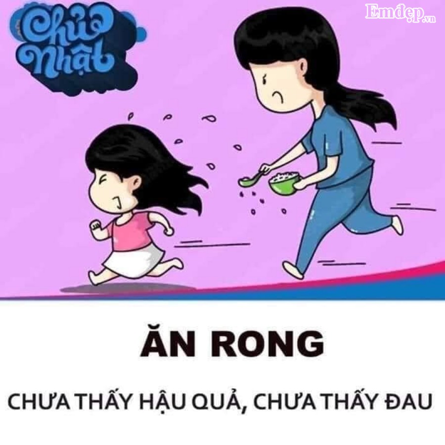 HÃY ĐỂ CON ĐƯỢC ĐÓI!

‼️ĂN RONG - CHƯA THẤY HẬU QUẢ CHƯA THẤY ĐAU‼️
Vào giờ ăn, không khó để chúng ta bắt gặp những hình ảnh:
- Ông đẩy cháu đằng trước, bà ôm bát cháo chạy theo sau
- Giúp việc 1 tay đẩy xe, 1 tay cầm bát cháo
- Bà bế cháu, mẹ lăm lăm bát cháo bên cạnh
- Giúp việc vác cháu ngang hông, 1 tay bát cháo, 1 tay thìa, chạy quanh xóm
...
Và:
- Con chim kìa ! Há mồm! 1 miếng
- Ô tô kìa! Há mồm! Miếng nữa
- Bác bảo vệ kìa, không ăn bác bắt đi bây giờ! Há mồm! Được miếng nữa
- Ngào ộp kìa! Há mồm ra nhanh lên! Thêm 1 miếng
- Chú ơi nó không ăn đâu, bắt nó đi ạ! Há mồm ra! Lại được 1 miếng...
...
Chắc chắn là chúng ta đã gặp rất, rất, rất nhiều, vì nó diễn ra thường xuyên xung quanh chúng ta, đến nỗi mà ta coi nó như một chuyện bình thường và hiển nhiên. Con ăn, cháu ăn thì cho ra ngoài, vừa đông vui, vừa được tám, con/cháu vừa ăn được hết phần hết suất. Nhất cử lưỡng tiện.
Khi còn nhỏ, ta cho con/cháu đi rong để đút ăn, trộm vía con/cháu ăn rất tốt, ta hoàn thành nhiệm vụ là mẹ/bà/giúp việc đảm, biết chăm con/cháu, ăn uống tốt, lên cân bụ bẫm, ai cũng khen
- Rồi đến 1 ngày, ta đau chân/ta bệnh, ta không đưa con/cháu đi ăn rong được. Ở trong nhà nhất quyết nó không ăn. Nó tuyệt thực.
- Rồi đến 1 ngày, ta không làm trò, không cho đi ăn rong nữa là con/cháu nó không thèm ăn. Nó tuyệt thực.
- Rồi đến 1 ngày, tự dưng thấy hệ tiêu hóa của con/cháu ta có vấn đề, ăn mãi không thấy hấp thụ được, liên tục rối loạn tiêu hóa.
- Rồi đến 1 ngày, trong nhà thì tiệt trùng mà con/cháu thì vẫn bị chân tay miệng mà không hiểu tại sao.
- Rồi đến 1 ngày, cứ thấy bên ngoài có bệnh gì là y rằng con nhiễm ngay bệnh đó, thế nó mới vi diệu.
❎CÓ GÌ ĐÂU MÀ VI DIỆU:
Khi cho con/cháu đi ăn rong, tức là chúng ta dùng các ngoại cảnh bên ngoài để con/cháu không tập trung vào bữa ăn và nhét cho con/cháu ăn một cách thụ động. Khi ăn thụ động thì não bộ không chỉ huy hệ tiêu hóa hoạt động chủ động, hệ tiêu hóa lúc này hoạt động một cách miễn cưỡng, các dung dịch tiêu hóa cũng tiết ra 1 cách miễn cưỡng, dạ dày cũng co bóp 1 cách miễn cưỡng, dẫn đến hiện tượng không hấp thu được hết chất dinh dưỡng, cũng không tiêu hóa được hết thực phẩm, cuối cùng làm hại cho hệ tiêu hóa.
Hệ tiêu hóa bị hại ngày này qua tháng khác thì có gặp các vấn đề về tiêu hóa không, cơ thể có nạp có đủ chất được không, ăn có lớn được không?
Khi cho con/cháu đi ăn rong tức là có bao nhiêu vi trùng vi khuẩn ở bên ngoài, ta hốt hết vào bát cháo rồi cố công nhét hết cái đống vi khuẩn đó vào mồm con/cháu. Bệnh từ đây mà ra chứ đâu nữa.
Hãy thử tưởng tượng: Khi cho con/cháu đi ăn rong, đang đứng trong thang máy, thằng bên cạnh hắt hơi 1 cái, bát cháo hứng cho hết, rồi nhét vào mồm con/cháu. Bệnh không?
Và khi cho con/cháu đi ăn rong, bát cháo mà để cả tiếng bên ngoài, bưng đi hết chỗ này chỗ khác. Người lớn ăn thử xem nó còn ngon không mà cứ bắt con/cháu mình ăn cho hết.
❎VẬY NGUYÊN NHÂN TỪ ĐÂU RA?
- Vì ông bà, bố mẹ không có đủ kiến thức về cách thiết lập thói quen ăn uống của con
- Vì ông bà, bố mẹ chỉ muốn con cháu ăn nhiều, bất chấp hậu quả
- Vì ông bà, bố mẹ chưa thấy hậu quả nên chưa thấy đau
❎THẾ KHÔNG MUỐN ĐAU THÌ PHẢI LÀM THẾ NÀO?
Với những bạn mới bắt đầu ăn dặm, thiết lập thói quen ngồi vào ghế khi ăn và tuyệt đối không đi ăn rong ngay từ khi bắt đầu. Làm ngay từ đầu rất dễ. Vì trẻ không có sự so sánh giữa đi ăn rong và ngồi ăn. Mặc định ăn là ngồi ghế, và cứ mãi là như vậy
Khi con có hiện tượng không muốn ngồi ghế để ăn, ăn uống không tập trung, cho con 3 cơ hội để con ngồi ăn lại trong ghế, nếu cả 3 cơ hội vẫn không hợp tác để tiếp tục ăn thì cho con ra khỏi ghế và kết thúc bữa ăn. Để dần dần trẻ biết rằng là: "À, không ngồi ghế ăn cho tử tế là không được ăn, mình phải ngồi tử tế thôi không là mình sẽ đói"
Không phải tự nhiên mà phương pháp ăn dặm kiểu Nhật (ADKN) và ăn dặm bé chỉ huy (BLW), bắt buộc trẻ phải ngồi ghế khi ăn. Chỉ có ăn dặm truyền thống (ADTT) của chúng ta mới có hiện tượng này.
❎CÒN ĐỐI VỚI NHỮNG BẠN QUEN ĂN RONG RỒI THÌ LÀM THẾ NÀO?
Áp dụng QUY LUẬT CÂN BẰNG trong nuôi con thuận tự nhiên. Cho con được đói, ĐÓI THÌ CON SẼ ĂN!
Sử dụng phương pháp CHO CON ĐƯỢC ĐÓI:
Đến bữa là ngồi vào bàn ăn, không đi ăn rong, đòi đi ăn rong là kết thức bữa ăn. Để con được đói! Yên tâm là không đứa trẻ nào tự để mình chết đói cả (trừ trường hợp bệnh lý)
👍Nhưng cho con ĐƯỢC ĐÓI LÀ PHẢI ĐÚNG CÁCH! Đúng cách là như thế nào?
🍀 Xác định vấn đề của con có phải là đòi đi ăn rong mới ăn hay không?
🍀. Nếu đúng, thì đến bữa ăn, con đòi đi ăn rong chúng ta không đáp ứng, con sẽ không ăn, không sao cả, ta tôn trọng con
🍀 Ta cắt hoàn toàn bữa phụ, sữa, đồ ăn vặt ... Chỉ ăn các bữa chính
🍀 Đến bữa chính tiếp theo, ta lại cho con ăn, và tất nhiên là không đi ăn rong, có thể con sẽ tiếp tục không ăn, không sao cả. Ta tôn trọng quyền quyết định của con
🍀 Đến tối trước khi đi ngủ, ta xem con có dấu hiệu đói lả không, nếu có thì có thể cho con uống hộp sữa, nếu không thì không sao cả. Cứ kệ con.
🍀 Không đứa trẻ nào tự bỏ đói mình quá 48h, sau đó sẽ đói ngấu nghiến đòi ăn, đến bữa chính dọn ra cho ăn, nhưng ăn chỉ được 1 ít lại sẽ bắt đầu mè nheo. Không sao cả, cho 3 cơ hội để tiếp tục, nếu không hợp tác thì kết thúc bữa ăn. Và cứ kiên trì thực hiện dần dần như vậy, mỗi ngày lượng ăn của con sẽ tự tăng lên 1 chút (tất nhiên là không đi ăn rong).
Thói quen 1 con người, kể cả người lớn, trẻ con đều cần khoảng 3-4 tuần để thiết lập được. Để sửa thói quen này cho con thì ta cũng cần kiên trì trong khoảng đó thời gian, thì sẽ có kết quả. Sau khi lượng ăn và thói quen ăn uống của con tốt dần lên thì bổ sung dần lại các bữa phụ con.
Có 2 điều tiên quyết để bỏ được việc đi ăn rong của con và giúp con ngồi vào bàn ăn chung với gia đình đó là:
- Thống nhất được trong gia đình về phương pháp rèn lại thói quen ăn uống cho con, mẹ thì quyết rèn, mà ông bà vừa thấy cháu đói đã dí ngay cho cái bánh với hộp sữa thì con không được đói, và con KHÔNG ĐƯỢC ĐÓI THÌ KHÔNG BAO GIỜ SỬA được cái gì hết.
- Mẹ phải thương con ĐÚNG CÁCH, VỮNG TIN VÀ KIÊN TRÌ. Thương con 1 cách mù quáng chỉ làm hại con thôi, vừa sáng quyết tâm cho con đói để rèn thói quen ăn uống, đến chiều thấy nó đói lả lướt thương quá lại cho ăn vặt lại. Kết quả là lại như cũ, chả có gì thay đổi cả.
Mẹ cần lựa chọn giữa việc:
- Để con được đói thật sự vài hôm, sau đó có thể ăn ít 1 thời gian, chấp nhận có thể sẽ sụt cân, nhưng sau 3-4 tuần thì thói quen ăn uống tốt hẳn lên và bắt đầu ăn trở lại,
- Với việc cứ kéo dài mãi cái thói quen ăn uống tệ hại của con và chui vào cái vòng luẩn quẩn không thoát được ra.
---
💖Mẹ hãy NẮM VỮNG KIẾN THỨC, VỮNG TIN VÀ KIÊN TRÌ thì sẽ thành công
Đẻ con là BẢN NĂNG
Làm mẹ là THIÊN CHỨC
Chăm con là TRÁCH NHIỆM
Muốn chăm con tốt thì phải có KIẾN THỨC
Muốn có kiến thức thì phải HỌC
Hãy là mẹ THÔNG THÁI - Mẹ không thông thái thì CON KHỔ!