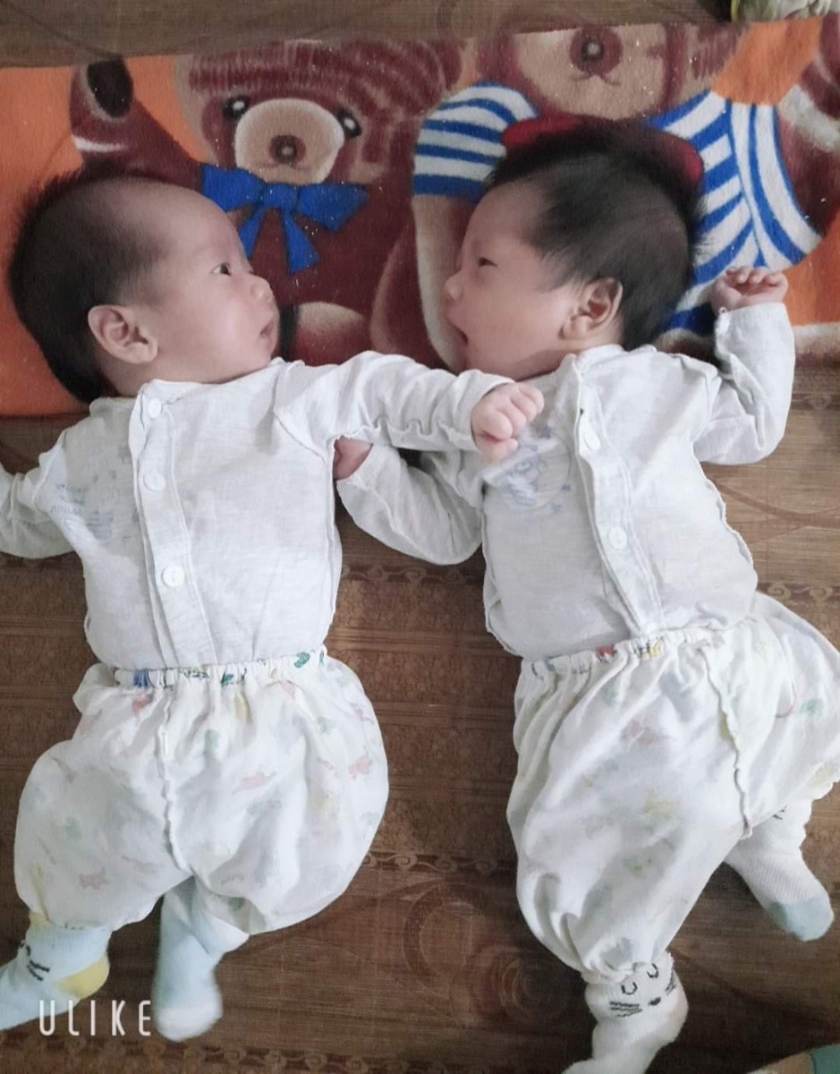Em đã mẹ tròn con vuông được 1 tháng rồi ạ.
Em xin gửi lời cảm ơn đến các bác sĩ tại viện mô phôi lâm sàng quân đội và đặc biệt là bác sĩ Tùng ạ. Bác sĩ Tùng là người đã đồng hành cũng em suốt quá trình IVF và cả mang thai, mỗi khi có vấn đề em hỏi bs Tùng đều tư vấn rất nhiệt tình. 2 con là top phôi n3 cuối cùng của vc em, rất may mắn con đã ở lại. Trong quá trình tìm con, vc em gặp nhiều vấn đề sức khỏe, nhờ có sự tư vấn của bs Tùng kịp thời nên gđ em đã đón được 2 con thành công. 
Chúc tất cả các mom đều được như mong muốn ạ.
