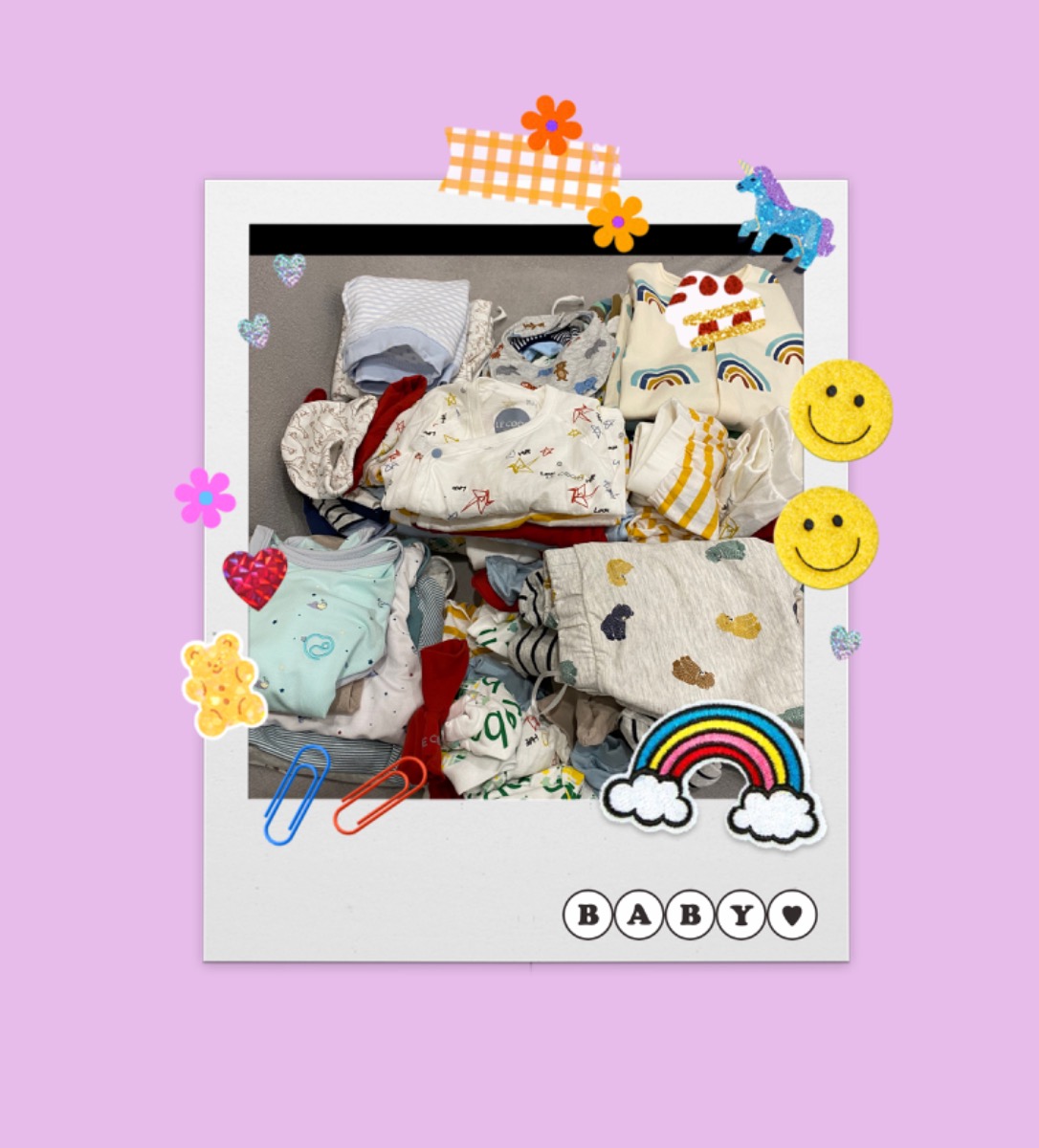 Em đang ở tuần 37- bầu đứa đầu tiên nên chẳng có chút kinh nghiệm nào. 
Em muốn hỏi các mẹ về việc mặc quần áo cho trẻ sơ sinh vào thời tiết Thu Đông ở Hn. 
Em nghe quy tắc 4 ấm 1 lạnh nhưng vẫn chưa hình dung nên mặc gì cho con cả 😭😭😭
Các mẹ cho em lời khuyên nhé ❤️