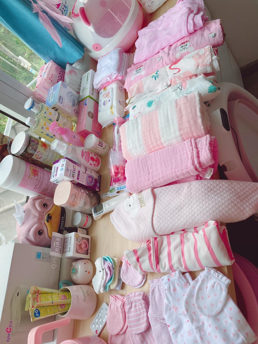 Cho mẹ con khoe gia tài cái nữa mẹ con đi đẻ nha mấy cô mấy dì 😆😆 
Nay mẹ con dọn dẹp chuẩn bị xong hết rồi 😍