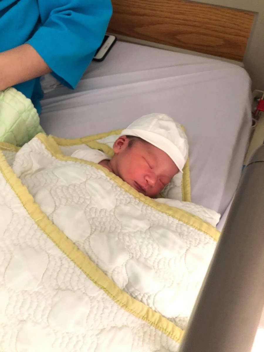 Xin chào cả nhà ạ. 
Từ viện về mìh vẫn duy trì cữ bú và ngủ cho con như được hướng dẫn. Tv đến giờ con vẫn ăn ngoan, tự ngủ tốt-xuyên đêm 11 tiếng. Thi thoảng bố nó cứ bảo: “có nhớ các cô ở khoa sơ sinh ko, bố đưa đến thăm” 🤣
Mẹ cháu ơn Mamibabi nhiều lắm ạ, mẹ nào đang cân nhắc mua khóa thai giáo cho con thì đừng do dự nữa nhé. Mamibabi là đỉnh nhất đó ạ 😍