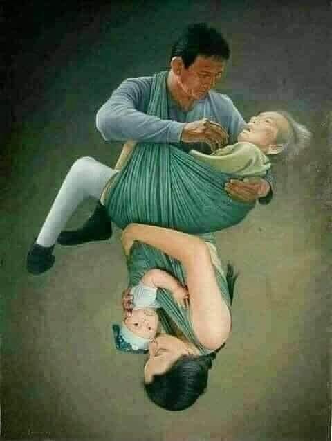 Bài viết hay, chia sẻ và suy ngẫm!

Anh bạn tôi kể: Vợ tôi không thích đeo nhẫn, có một lần đã đem hai chiếc nhẫn đặt trên bệ cửa sổ, bị dì dọn vệ sinh lau chùi rồi quét vào sọt rác ở kế bên luôn. Ngày hôm sau, vợ tôi đem túi rác đi bỏ.

Qua một tuần mới nhớ đến mấy chiếc nhẫn, hỏi dì dọn vệ sinh, rồi tức tốc chạy đến thùng rác lục tìm. Làm sao mà tìm được...

Hai chiếc nhẫn, một chiếc 26 phân, một chiếc 50 phân, tổng giá trị hơn 103 triệu. Vợ tôi lo đến phát cáu, tôi an ủi em:
- Em không thích đeo nhẫn, lỡ làm mất thì thôi...
Cô ngạc nhiên:
- Vì sao anh không giận ?
- Vì sao anh phải giận ?
- Mẹ em nếu làm rơi cái chén, bị bố em mắng. "Đầu óc để ở cái xó nào mà rơi bể cái chén đắt tiền thế hả!"

Tôi bỗng nhiên hiểu được, hóa ra trong mắt cô, đồ vật mà bị thiệt hại thì nhất định sẽ bị mắng. Cô cũng bất ngờ khi tôi chẳng nói gì!

Bởi khi tôi còn nhỏ, trong nhà có đồ gì đó bị phá hư, người trong nhà cũng chưa từng mắng chửi nhau.

Hồi học cấp 2, tôi chơi bóng đá bể kính cửa hàng xóm phải đền tiền, bố mẹ sang xin lỗi cho người sửa mà không mắng tôi một lời.

Mẹ tôi chiên đồ ăn, dầu ăn văng trúng tay mẹ, nóng quá nên lỡ tay làm rơi cái tô vỡ vụn, thức ăn vương vãi khắp nhà, bố tôi không mắng mẹ, chỉ chạy thật nhanh lấy thuốc trị bỏng.

Qua đó nghiệm ra: Kỹ năng thân mật, lòng trắc ẩn và yêu thương gia đình có hay không sẽ được truyền từ thế hệ này sang thế hệ sau, sự tương tác của bố mẹ tốt hay xấu chính là tấm gương phản chiếu để con cái họ nhìn thấy khắc ghi trong lòng.
Sau khi kết hôn, họ sẽ sử dụng các phương pháp tương tự để hòa hợp với bạn đời và con cái.

Vợ chồng thương yêu nhau, tôn trọng nhau thì mới tu cho con cái tính thân mật cao, sau này trở thành vợ thành chồng của người ta cũng sẽ bao dung lỗi lầm cho nhau, sẽ ân cần quan tâm chăm sóc nhau.

Vợ chồng tính toán chi li, cãi vã suốt ngày sẽ khiến những đứa trẻ con họ có kỹ năng thân mật thấp, trầm cảm, tiếp thu kiến thức chậm và khó thể giỏi hơn với các đứa trẻ khác trong tương lai đầy khắc nghiệt.Và cái vòng tuần hoàn luẩn quẩn lại cứ thế tiếp diễn đến đời kế tiếp...

Một cái màn hình điện thoại bị phá hỏng, chỉ mấy trăm ngàn sửa chữa lại xài được rồi cớ gì mà phải dằn vặt nhau!

Nhưng sẽ mất bao nhiêu tiền và bao nhiêu năm để sửa chữa một mối quan hệ đã bị rạn nứt và vết đau ám ảnh trong lòng nhau!
(Sưu tầm)
