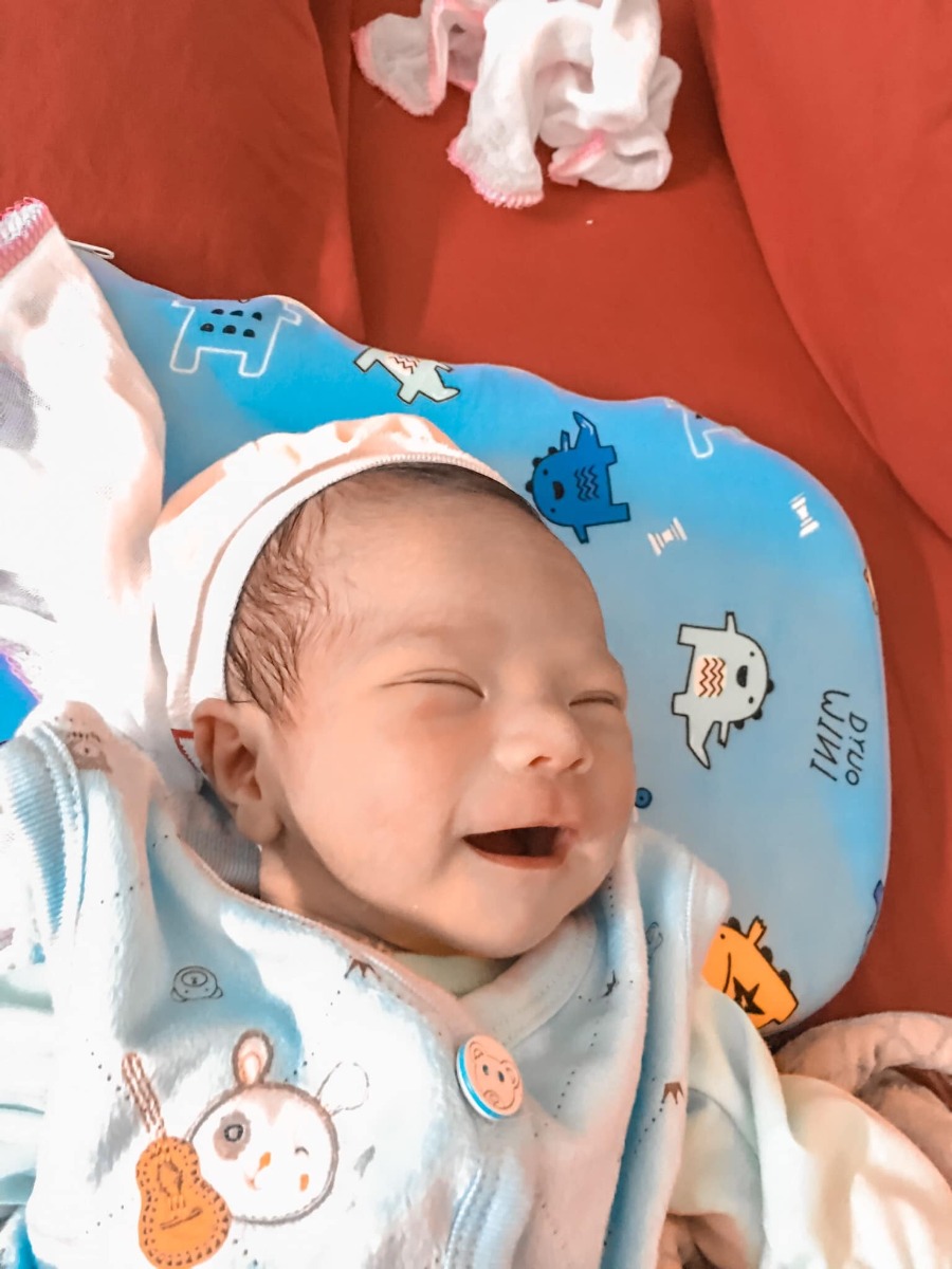 Chào các bạn hôm nay là tớ được 5 ngày tuổi 🥰. Trộm vía tớ ngoan lắm ăn xong là ngủ luôn 🥰.