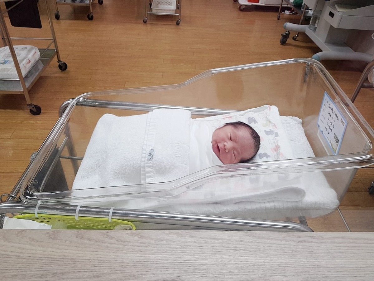 hqua 2 mẹ con em cán đích thành công 38w3d rồi vào viên kích sinh trước lúc kích sinh là e mở 2 phân rồi nên kích hơn 3 tiếng là em sinh tại ăn kiêng từ 26w nên trộm vía 2 mẹ con ktra đường huyết đều ổn định con đc 3kg ♡♡♡
Chúc các mẹ tiểu đường đều mạnh khỏe để đón con nha ^^