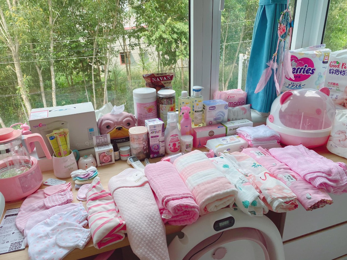 Cho mẹ con khoe gia tài cái nữa mẹ con đi đẻ nha mấy cô mấy dì 😆😆 
Nay mẹ con dọn dẹp chuẩn bị xong hết rồi 😍