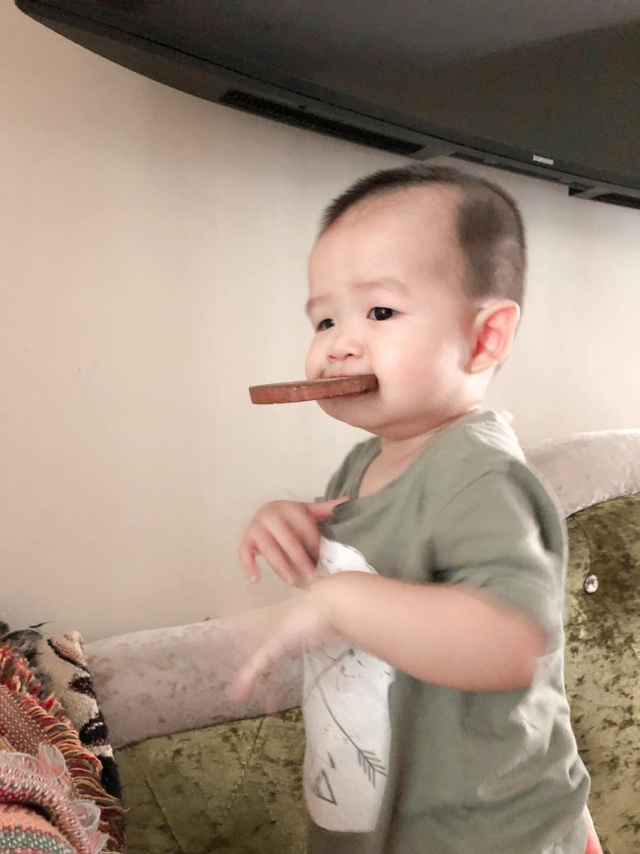 Ta nói, làm ăn quài mà ko thấy giàu lên là vại 🤣🤣
Ngày nào nó cũng ngậm ướt nhẹp sao ổng phù hộ cho nổi 😅
Cóc said : giận hết sức 🤣