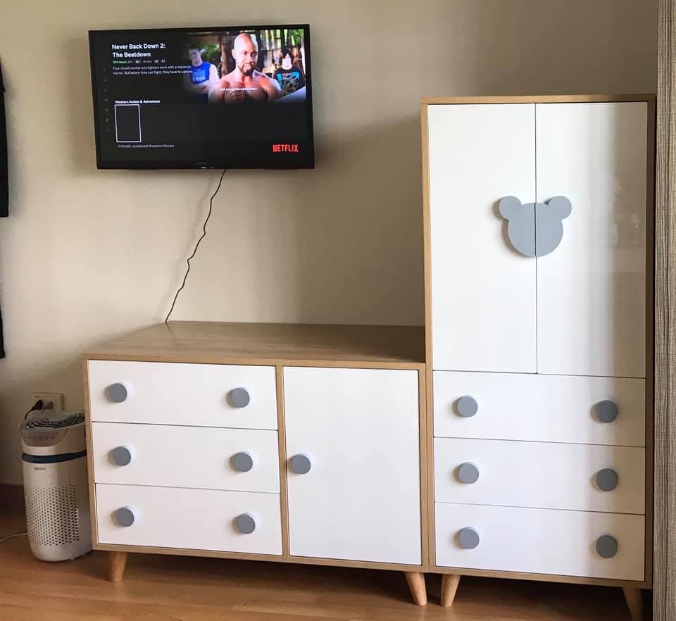 Đây là những đồ mình đã chuẩn bị dần cho bé từ khi bầu 27w. Hiện tại 37w, đồ đã giặt giũ sạch sẽ thơm tho và đếm từng ngày để được gặp bé.
 
Mình up lên cho các mom tham khảo thôi nha, tuỳ tài chính, sở thích, hoàn cảnh, định hướng phương pháp nuôi dạy mà mua chứ đừng bảo cái này cái kia không cần thiết hay phí tiền ạ. 

Vợ chồng mình ở riêng, xác định tự chăm con. Đồ mình xem và đọc review suốt 1 tháng rồi một tay mình chọn và sắm cho con chứ cũng không ai mua hộ. Sau sinh cũng xác định 1 mẹ 1 con nên là cứ mua hết, nhỡ sau cần đợi ship đợi order lại lâu.

Xem thêm ds đồ sơ sinh đầy đủ trên app: https://mamibabi.com.vn/danh-sach-do-so-sinh-day-du-va-tiet-kiem-nhat