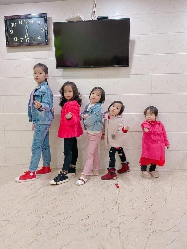 10 năm kết hôn sinh được 1 hoàng tử và 5 công chúa...!
Cre: Đức Nguyễn