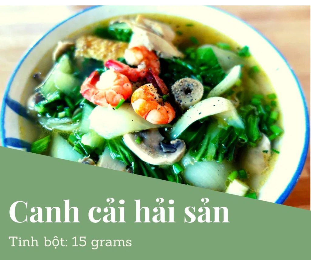 THỰC ĐƠN TIỂU ĐƯỜNG THAI KỲ
Chào bạn. Khi biết là có bệnh TĐTK hoặc TĐ2 thì nhiều người rất là lo lắng.

👌 Cách giảm TĐTK và TĐ2 hiệu quả nhất là ăn kiêng (giảm tinh bột và giảm ngọt).
👌 Cách giảm TĐTK và TĐ2 hiệu quả nhì là tập thể dục
👌 Các thuốc tây có hiệu quả nhưng mà bạn vẫn nên ăn kiêng và tập thể dục, nếu không dần dần sẽ lờn thuốc.
👌 Bạn đừng tin các thuốc nam, các loại bánh, đường cho người tiểu đường nhé. Không có hiệu quả gì nhiều đâu.
👌 Bạn không cần phải lo. Vì đồ ăn cho các bà Mẹ TĐTK và TĐ2 rất phong phú và ngon miệng. Và đầy đủ dinh dưỡng cho người Mẹ và em Bé, và người TĐ2.

Đầu tiên là các bạn nên mừng là đã khám ra bệnh. Có nhiều có bệnh nhưng mà không đủ điều kiện để khám bác sỹ nên không biết có bệnh mà trị.

Điều thứ nhì là các bạn đừng buồn vì bệnh TĐTK và TĐ2 hoàn toàn trong tầm quản lý của bạn.

Điều thứ ba là bệnh TĐTK và TĐ2 sẽ dạy cho bạn một cách ăn uống bổ dưỡng. Qua cách an uống này, bạn có thể áp dụng sau khi sinh và có thể tăng sức khoẻ lâu dày. Thậm chí, nếu bạn xây dựng thói quen ăn giảm tinh bột và tập thể dục thường xuyên thì sức khoẻ sau này của bạn sẽ có thể tốt hơn là những người không bị bệnh.

Bạn cố lên nhé! Chúc bạn và em bé và gia đình khoẻ mạnh.

👌👌👌 Nguyên tắc ăn giảm tinh bột cho TĐTK và TĐ2:
Trong một buổi ăn, hạn chế mức tinh bột dưới 45 grams:

Tinh bột: bao gồm cơm, hủ tiếu, bún, miến, mì, bánh đa, bánh mì, các loại khoai: tối đa là 1/2 chén (khoản 20 grams) trong một buổi ăn. (Khởi đầu bằng 1/2 chén cơm mỗi buổi. Nếu chỉ số tốt thì bạn có thể tăng thử lên 1 chén và thử máu xem sao. Nếu cao thì giảm lại 1/2 chén)
Rau ăn 1-2chén trong một buổi ăn. Ăn rau thoải mái không cần hạn chế vì rau có rất tinh bột (khoản 4 grams cho 1 chén). Ngoài ra rau có nhiều dinh dưỡng (các loại Vitamin, chất khoáng, folate, chất kẽm). Rau có chất sơ giúp tinh bột thu hấp chậm vào người — làm tăng đường chậm hơn sau khi ăn.
Chất đạm, bao gồm: thịt, cá, đồ biển, trứng, đậu hủ: Ăn ít nhất 1 chén trong một buổi ăn, có thể ăn nhiều hơn nếu cần. Chất đạm không có tinh bột nên bạn có thể ăn thoải mái. Chất đạm rất cần thiết cho sự phát triển của bé. Ngoài ra trong chất đạm có chất mỡ tốt cho em bé. Lưu ý là không ăn cá biển lớn vì có thuỷ ngân (nhất là các Mẹ Bầu).

Mỗi người mỗi khác, nên nên đo máu sau buổi ăn để điều chỉnh mức tinh bột theo lượng máu cho phép (sau 1 giờ là <7,8 mmol/L và sau 2 giờ là <6,7 mmol/L cho TĐTK. Và sau 2h<7,8 cho TĐ2)

👌👌👌 Nên thay tinh bột bằng gì?

👌👌👌 Canh rau

Mỗi buổi ăn lúc trước ăn khoản 2 chén cơm, bây giờ hạn chế xuống dưới 1/2 chén cơm thì thay thế cơm bằng gì? Rất đơn giản. Bạn có thể thay cơm bằng các loại rau luộc. Thí dụ bạn làm cá kho hoặc thịt kho (những món chất đạm thì bạn ăn vẫn bình thường không cần hạn chế — chỉ nấu không sử dụng đường thôi), thì bạn có thể ăn thêm bầu luộc, rau muốn luộc, cải luộc, đậu que luộc, bó xôi luộc để thay cơm. Ăn rất là ngon!

Và trong rau luộc có rất nhiều dinh dưỡng cho em bé (trong cơm thì không có dinh dưỡng gì). Nên bạn vừa trị bệnh TĐTK mà vừa tăng dinh dưỡng cho em bé và bản thân.

Rau luộc không chỉ có thể thay cơm không, mà có thể thay luôn các món nước. Thí dụ như khi ăn phở, thì bạn chỉ ăn tối đa 1/2 bánh phở, còn lại thì cho thêm giá luộc, bắp cải luộc, hoặc các loại rau khác mà bạn yêu thích. Chúc ngon miệng.

Thí dụ: bầu luộc ăn với tôm rim thay cơm

Thí dụ: bạn có thể dùng bí đỏ thay cơm. Bí đỏ bạn cắt ra từng cộng nhỏ và xào hoặc luộc. Bí đỏ có nhiều Vitamin A tốt cho mắt của em bé và người Mẹ.

👌👌👌 Bí đỏ thay cơm
Đây là một món dễ làm và dễ ăn. Bí đỏ và rau chỉ cần luộc.

Nhân liệu cho 1 phần ăn:
- 1/2 chén bí đỏ luộc
- 1/2 chén rau luộc
- 1/2 chén chả cá (luộc) rồi xào sơ lại. Đừng chiên giòn vì đồ ăn chiên không tốt cho sức khoẻ
- Ăn với nước tương hoặc nước nắm chấm (không đường)

👌👌👌 Rau luộc thay cơm, bánh phở, bún
Thay vì ăn cơm, bún, hủ tiếu, mỳ, miến, bánh đa thì bạn ăn nhiều rau luộc để thay. Khi bạn thay bằng rau có nhiều lợi ích vì rau có rất nhiều vitamin và khoáng chất cần thiết cho em bét phát triển. Tinh bột không có những vitamin và khoáng chất cho em bé.

Khi bạn ăn rau luộc thì ăn đến no thôi, không cần kiêng. Ăn thoải mái.

Ngoài rau rau luộc giúp bạn no ăn là ăn tinh bột. Và rau thì sẽ giúp đường tiêu hoá của bạn hoạt động tốt. Và da mặt đẹp.

👌👌👌 Bầu luộc

👌👌👌 Cải ngọt luộc

👌👌👌 Su su luộc thay cơm
Su Su có nhiều folate là giúp cho não của em bé phát triển. Luộc thay cơm. Ăn với đồ ăn chấm nước tương hoặc xào với trứng điều rất ngon.

👌👌👌 Yến mạch thay cơm

Yến mạch là một món ăn thay cơm rất tốt.

Số lượng tinh bột của yến mạch chỉ phân nửa so với cơm, nên bạn có thể ăn 1 chén yến bạch trong vòng buổi ăn (nhưng nhớ đo đường trong máu và chỉnh sửa nhé). Yến mạch còn có nhiều chất sơ, giúp tiêu hoá tốt và hạ mỡ trong máu.

Mua loại yến mạch (old fashion). Loại này có nhiều sơ nên tốt hơn loại (quick). Bạn có thể xem thông tin mua ở đây. Các siêu thị lớn điều có bán.

Cách nấu: Bạn có thể nấu như bạn nấu cơm: nấu với nước cho chính.

Nếu ăn thay cơm cho buổi trưa và buổi chiều, thì ăn với đồ ăn như rau và thịt/cá/trứng/đậu hủ bình thường. Cơm thỉ chỉ ăn 1/2 chén. Yến mạch thì có thể ăn 1 chén.

Bạn cũng có thể nấu như cháo: cháo cá, cháo thịt. Thí dụ; Cháo Yến Mạch với Thịt Bò.

Cách nấu:
- Bỏ yến mạch nấu với cà rốt, bông cải xanh (cắt nhỏ) vào nước nấu như cháo.
- Xào thịt bò với hành tỏi riêng, muối, dầu.
- Sau khi cháo yến mạch chín thì bỏ thịt bò vào với cháo nấu thêm vài phút.

👌👌👌 Diêm mạch (Quinoa)

Có bạn hỏi là có thể ăn Diêm Mạch thay cơm được không? Diêm Mạch có rất nhiều vitamin và chất khoán tốt (bao gồm chất sắc). Và cũng có tinh bột nên có thể thay cơm. Xin lưu ý:

Một chén diêm mạch đã nấu chín có khoản 39gram tinh bột. Cơm gạo trắng có khoảng 45-53gram. Yến mạch là thấp hơn có khoản 28gram.
Nên bạn cũng chỉ ăn từ 1/2-1 chén cho mỗi buổi ăn. Và nhớ đo đường trong máu sau khi ăn.
Nhớ là ngâm qua đêm trước khi nấu để dễ tiêu hoá.

👌👌👌 Làm sao ăn rau luộc ngon hơn?

Sau khi bạn luộc rau, có thể cho 1 muỗng dầu mè và 1 muỗng nước tương, và 1 muỗng mè vào rau. Dầu mè có chất béo tốt cho não và giúp cho bạn no lâu hơn.

👌👌👌 Ăn sáng nên ăn gì?

Có rất nhiều Mẹ Bầu đau đầu về buối sáng. Có bạn chỉ ăn 2 quả dưa leo và uống sữa rồi cảm thấy đói quá chừng. Thấy lo cho các bạn quá.
Thật ra buổi sáng là buổi ăn có thể ăn ngon lành. 

Các bạn vẫn có thể ăn những món mình yêu thích, như phở, hủ tiếu, bún riêu, mì quảng. Các bạn phải chiệu khó thay đổi một chút. 

👌👌👌 Tại sao buổi sáng ăn đồ ăn nước ngoài đường (phở, bún, hủ tiếu) là đường lên quá vậy?

Câu hỏi rất hay, các loại bún, bánh phở, hủ tiểu, mỳ, bánh đa, miến điều có nhiều tinh bột. Cũng nhiều bằng cơm.

Nếu bạn ăn đồ ăn ngoài đường người bán cho rất nhiều bánh và ít thịt và rau. Mà bạn có yêu cầu người bán cho ít bánh thì họ cũng sẽ cho nhiều.

Nếu ăn ở ngoài đường thì thường là gọi 2 tô: chỉ ăn 1/2 chén bánh. Có nghĩa là ăn 1/2 bánh của 1 tô, và bánh của tố thứ nhì thì bỏ hoàn toàn. Và gì bạn đã giảm bánh thì phải tăng thịt và rau lên. Nếu không rất đói. Đó là lý do gọi 2 tô. Một tô hoàng toàn không ăn bánh chỉ lấy thịt và rau. Một tô thì chỉ lấy 1/2 bánh. Thịt và rau rất ít tinh bột nên sẽ không tăng đường nhiều. Cố lên nhé bạn.

Nếu ăn bánh mì thì cũng nên gọi 2 ổ. Và chỉ ăn 1/2 bánh mì và ăn hết thịt và rau.

👌👌👌 Bún riêu
- 150 gram chất đạm: thịt, trứng, cua
- 1/2 chén bún
- 3 miếng đậu hũ
- 3 quả cà chua
- 1 quả me
- 10ml mắm tôm
- Hành tím, hành lá, rau mùi
- Rau sống: rau muống, bắp chuối, xà lách, giá,
- Hạt tiêu, hạt nêm, nước mắm, dầu ăn

👌👌👌 Nấu ăn sáng nhanh: Trứng sốt cà
Hôm nào bạn không có thời gian, thì có thể làm món trứng sốt cà. Ăn rất là đậm đà.

Nhân liệu cho 1 phần ăn:
- 2 quả trứng
- 3 quả cà chua
- Hành lá, tỏi, dầu ăn
- Một ít muối, nước tương
- Bạn có thể xem công thức ở đây.

👌👌👌 Tại sao ăn sáng đồ ăn bên ngoài mà đường tăng quá?

Nếu bạn ăn đồ ăn ngoài đường người bán cho rất nhiều bánh và ít thịt và rau. Mà bạn có yêu cầu người bán cho ít bánh thì họ cũng sẽ cho nhiều.

Nếu ăn ở ngoài đường thì thường là gọi 2 tô: chỉ ăn 1/2 chén bánh. Có nghĩa là ăn 1/2 bánh của 1 tô, và bánh của tố thứ nhì thì bỏ hoàn toàn. Và gì bạn đã giảm bánh thì phải tăng thịt và rau lên. Nếu không rất đói. Đó là lý do gọi 2 tô. Một tô hoàng toàn không ăn bánh chỉ lấy thịt và rau. Một tô thì chỉ lấy 1/2 bánh. Thịt và rau rất ít tinh bột nên sẽ không tăng đường nhiều. Cố lên nhé bạn.

Nếu bạn nấu ở nhà (như trong hình) thì ăn ăn thật nhiều thịt/cá/rau và ít bánh.

Một cách khác là bạn có thể nấu đồ ăn buổi tối nhiều một chút. Rồi buổi sáng ăn lại đồ ăn buổi tối (1/2 chén cơm + 1chén thịt/cá/trứng/đậu hủ và 1-2 chén rau). Ăn sáng mà ăn nhiều thì tốt vì sẽ no lâu và có sức làm việc.

👌👌👌 Món canh
Nếu bạn không có thời gian, thì món canh là dễ nhất. Canh có thể bỏ nhiều rau và chất đạm( thịt, hải sản, đậu hủ, trứng). Và ăn một tô thật là to đến khi no. Nếu thèm cơm thì có thể ăn một ít (tối đa là 1/2 chén- tuỳ theo mức đường trong máu sau khi ăn). Nhưng phần chính là một tô rau rất to. Ăn riết khi quen thì có thể bỏ hẳn cơm luôn.

👌👌👌 Canh cải hải sản
- 1 bó cải 100 gr hải sản,
- đậu hủ (nếu muốn)
- nấm
- 1/2 tbsp muối
- 1 tsp tiêu
- 1/2 nước tương
- hành lá
- Canh su hầm thịt
- Nếu bạn vẫn thèm tinh bột thì đây là một món có thể sẽ giúp bạn cảm thấy đã thèm. Bạn có thể sử dụng một ít khoai tây (1 củ nhỏ) cho một phần ăn. Nấu một tô thật to và ăn cho đã thèm (nhưng không ăn thêm cơm nhé)

Nhân liệu cho 1 phần ăn:
- 1 trái su
- 1 củ khoai tây nhỏ
- 1 củ cải trắng
- 1 củ cà rốt
- thịt
- muối

👌👌👌 Canh Bông Cải Trắng
Nhân liệu cho 1 phần:
- 2 chén bắp cải trắng
- 200 grams tôm
- Muối, tiêu
- Có thể bỏ thêm củ cải trắng để nấu cho ngọt nước canh

👌👌👌 Canh bí đỏ

👌👌👌 Súp đậu hủ
Thành phần: Đậu hủ, nấm, carrot, bắp, tim hạt sen

👌👌👌 Canh củ cải trắng

👌👌👌 Súp Rau Củ. Món này nhiều vitamin cho em bé
Thành phần: 1/2 củ khoai tây, 1 củ cà rốt, 1 miếng cần tây, 6 miếng nấm rơm

👌👌👌 Các món mặn
Các món mặn ăn tốt vì có nhiều chất đạm. Trường Đại Học UCSF của Mỹ khuyên là Mẹ Bầu nên ăn ít nhất 60 gram chất đạm mỗi ngày. Chất đạm rất cần thiết cho sự phát triển của em bé. Đồ ăn nhiều chất đạm như: thịt, cá, hải sản, trứng, đậu hủ.

👌👌👌 Tôm rim
Món này bạn có thể làm ăn rất ngon. Thay vì cơm thì luộc một tô rau ăn sẽ thất rất ngon. Như một tô cải làng luộc hoặc rau muống luộc. Bạn đừng bỏ đường. Nếu muốn thì có thể sử dung một ít khóm để có vị ngọt.

👌👌👌 Cá sốt cà
Cá có nhiều chất mỡ tốt cho sự phát triển của não (omega 3). Và cá cũng là chất đạm tốt. Nhưng không nên ăn các loại các biển lớn vì có nhiều thuỷ ngân. Nên ăn các loại cá nhỏ.

👌👌👌 Ăn cá loại nào tốt mà ít thuỷ ngân?

Ăn cá là tốt vì ít tăng đường và có omega 3 tốt cho phát triển não. Nhưng tránh các loại cá biển lớn vì có thuỷ ngân nhiều. Đây là các loại bạn nên lưu ý.

Thủy hải sản có hàm lượng thủy ngân thấp nhất: Nên ăn 2 – 3 lần/tuần
- Cá cơm;
- Cá đù Đại Tây Dương;
- Cá bạc má Đại Tây Dương và Thái Bình Dương;
- Cá vược đen;
- Cá chim;
- Cá da trơn;
- Sò;
- Cá tuyết;
- Cua;
- Tôm hùm đất;
- Cá bơn;
- Cá Haddock – một loại cá tuyết;
- Cá tuyết than;
- Cá trích;
- Tôm hùm Mỹ;
- Cá đối;
- Hàu;
- Cá rô;
- Cá chó;
- Cá hồi;
- Cá mòi;
- Sò điệp;
- Cá rô phi;
- Mực;
- Cá ngừ.

Thủy hải sản có mức độ thủy ngân vừa phải: Ăn 1 lần/tuần 
- Cá trâu;
- Cá chép;
- Cá vược;
- Cá mú;
- Cá chim lớn;
- Cá nục heo;
- Cá chày;
- Cá rô đại dương;
- Cá than;
- Cá đầu cừu/cá tù;
- Cá hồng;
- Cá thu Tây Ban Nha;
- Cá ngói;
- Cá ngừ trắng;
- Cá ngừ vây vàng.

Thủy hải sản có mức thủy ngân cao nhất: Nên tránh
- Cá ngừ mắt to;
- Cá thu vua;
- Cá cam;
- Cá mập;
- Cá kiếm;
- Cá ngói.

👌👌👌 Chả cá lã vọng
Bạn vẫn có thể ăn những món mình yếu thích, như cã cá lã vọng. Bạn có thể ăn một ít bún (tối đa là 1/2 chén). Thay vì ăn bún thì bạn có thể làm bắp cải xào. Hoặc bạn chọn một món rau yếu quý nào đó và luộc để ăn thay bún (như đâu que, rau muống, bó xôi). Hương vị từ cã cá sẽ làm cho bạn quên đi là mình không ăn bún. Ăn thử đi, bạn sẽ thấy rất ngon. Lưu ý là nước chấm không bỏ đường nhé.

Nhân liệu cho 1 phần ăn:

- 1/2 con cá lóc (cá quả)
- Riềng, sả, tỏi, hành củ, muối
- Mắm tôm
- Đậu phọng
- Thì là
- 1/2 chén bún (tối đa). Có thể thay bằng rau luộc (bó xôi, bắp cải, rau muống, giá)

Bạn có thể tham khảo cách làm ở đây. Đừng sử dụng đường.

Các món gỏi:
Các món gỏi rất tốt cho các Bà Mẹ TĐTK. Lý do là nhiều rau và chất đạm và rất ít tinh bột. Bạn có thể làm một tô gỏi lớn và ăn thoải mái.

Nếu thèm cơm thì ăn thêm một ít (tối đa 1/2 chén). Ăn nhiều lần sẽ tạo ra thói quen ăn gỏi thay cơm và sẽ không cần ăn thêm cơm nữa. Những người bên Mỹ họ vẫn có thể ăn salad (gỏi) để thay cơm bình thường. Quan trọng là vẫn ăn nhiều chất đạm và nhiều loại rau khác nhau cho các buổi ăn khác nhau để không thiếu dinh dưỡng

👌👌👌 Gỏi cuốn
Gỏi cuốn là một món rất là dễ ăn và đầy đủ dinh dưỡng vì nhiều rau. Bạn có thể tự chế biến theo sở thích. Quan trọng là hạn chế bánh tráng vì có tinh bột. Nên mua loạ bánh tráng nhỏ. Nếu mua loại lớn thì cắt đôi và chỉ sử dụng phân nữa cho 1 gỏi cuốn.  Và bạn lưu ý là nước tương đậu phọng nếu mua bên ngoài thì họ có thể bỏ nhiều đường. Nên làm ở nhà. Nếu không thì ăn với xì dầu (bỏ chanh và ớt, nhưng không bỏ thêm đường). Đây là món mình thích nhất trên đời. Chúc bạn ngon miệng.

Nhân liệu cho 1 phần ăn:
- Rau: lettuce, rau thơm, giá, ngò, dưa leo
- Thay vì bún thì bạn có thể làm: bắp cải xào với cà rốt, hoặc củ sắn xào với cà rốt (giống như bó bía)
- Chất đạm: thịt, tôm, trứng, cá, đậu hủ
- Nước chấm: tương đậu phọng (lưu ý không bỏ đường)
- Bánh tráng: tối đa là chỉ 8 bánh tráng nhỏ, hoặc 4 bánh tráng lớn cắt đôi. Nếu không ăn bánh tráng thì bạn có thể lấy lettuce (rau diếp), hoặc cải xanh cuốn giống như ăn bánh xèo Miền Tây

👌👌👌 Bì cuốn
Món này rất là ngon và ít tinh bột vì bì cuốn thông thường không sử dụng bún. Mà sử dụng nhiều rau thơm. Ăn rất ngon. Nhìn mà thèm.

👌👌👌 Bò bía
Bò bía rất dễ ăn, và mặn mà. Nhiều rau thơm. Và trưng lại béo béo.
Hạn chế bánh tráng nhé. Chỉ ăn 8 cái nhỏ. Hoặc 3-4 cái lớn (cắt làm đôi thành 8 cái). Một cái bánh tráng lớn đến 6 gram tinh bột. Nước chấm không đường nhé.

👌👌👌 Sushi Nhật. Món này rất dễ làm.
Vật liệu:

- Chỉ cần mua rong biển để làm sushi tại các chợ.
- Rau: tuỳ loại bạn thích: dưa leo, ngò, xà lách, rau thơm
- Có thể cắt trái bơ ra nhiều miếng nhỏ
- Và có thể bỏ thêm dưa chua nếu muốn
- Chất đạm: thịt, cá, hải sản, trứng, đậu hủ
- Nước chấm: nước tương (không đường)

👌👌👌 Gỏi ngó sen
Gỏi ngó sen ăn vừa giòn vừa ngon.

👌👌👌 Gỏi cá nướng
Đây là món salad người Mỹ rất thích ăn. Nướng cá và ăn với các loại rau sống. Cá có các chất mỡ béo omega tốt tốt cho não của em bé.

👌👌👌 Xà lách kiểu Hàn Quốc (bibimbap)

Món này bạn có thể ăn vào buổi phụ hoặc ăn chung với buổi chính cũng ok. Rất dễ làm. Ở nhà có rau thì thì làm rau đó. Tất cả rau điều cắt nhỏ và xào sơ. Cà rốt, bó xôi, bắp cải, nấm, củ sắn, su su, hoặc bí xào. Chất đạm thì tuỳ bạn chọn: thị gà luộc, thịt bò xào, trứng, đậu hủ, cá hấp.Ăn chung với dầu mè và một ít nước tương. Có thể chấm với tương ớt. Món này ít tinh bột vì rau và thịt không có nhiều tinh bột mà đầy đủ dinh dưỡng. Chúc bạn ngon miệng.


👌👌👌Món ăn vặt

Khi có bệnh TĐTK thì bạn nên cử ăn những đồ ăn vặt bình thường như: bánh ngọt, chè, cà rem, trái cây dầm sữa. Mà thử các món sau. Đồ ăn vặt thì nên giữ dưới 15 gram tinh bột mỗi lần ăn (dưới 3 lần 1 ngày).

👌👌👌Bơ dầm cà chua

Món bơ dầm cà chua là một món rất được yêu thích của Nước Mễ Tây Cơ. Món này giống như là món ăn dân tộc của họ. Trái bơ có vị béo, ăn với cà chua và chanh thấy béo béo chua chua, rất là ngon. Món ngày đến 20 gram tinh bột, nên chia cho 2 lần ăn.
Bạn có thể ăn món này như vậy, hoặc bạn có thể lấy cà rốt sống, chẻ ra thành miếng dày dày, để trét bơ và cà chua lên ăn rất ngon.

Nhân liệu cho 1 phần ăn:

- 1 quả bơ
- 1 quả cà chua
- 1 quả chanh
- ngò cắt nhỏ
- muối, tiêu

👌👌👌 Rau câu nước cốt dừa

Món ngày ăn rất ngon và dễ làm. Bạn đừng sử dùng đường và nước dừa tươi. Chỉ sử dụng nước lọc, lá dứa, và nước cốt dừa và thạch.