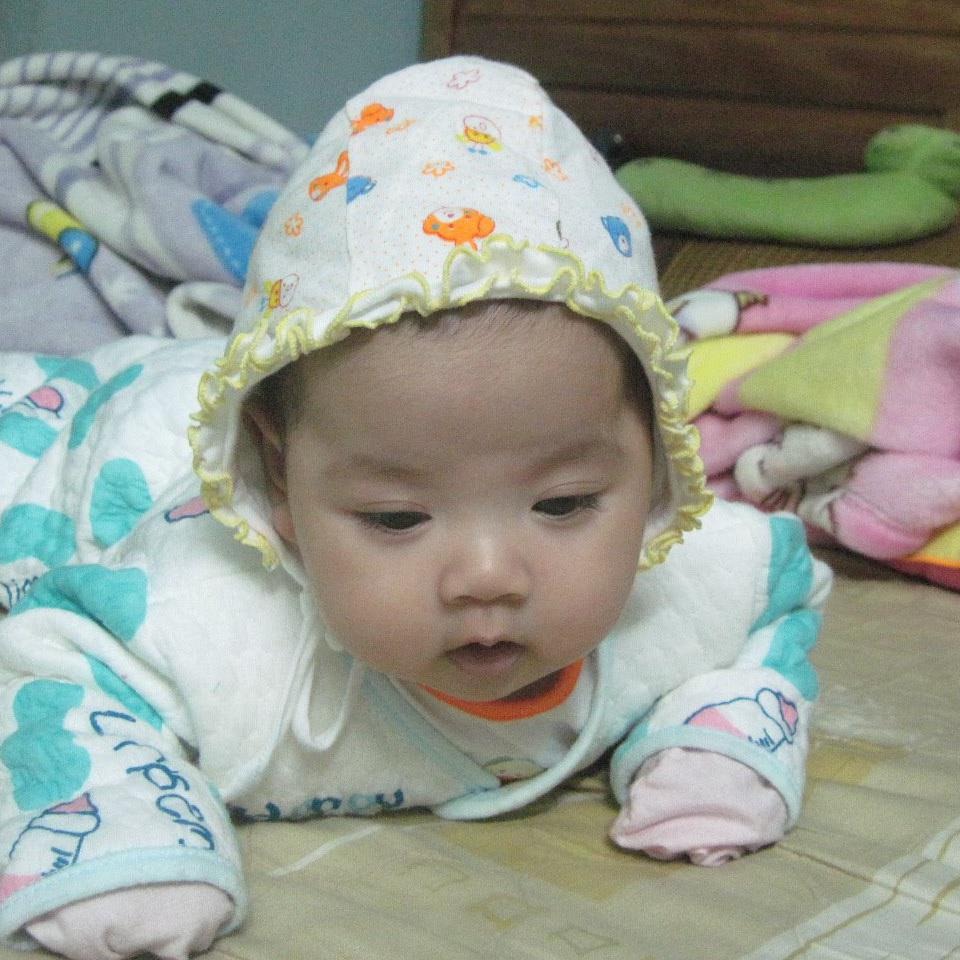 Con làm được rồi nè các mẹ ơi, lẫy tanh tách rồi 🤣🤣 bé nhà các mẹ làm dc chưa 😅 mấy hoạt động giáo dục sớm trên app hay ghê á