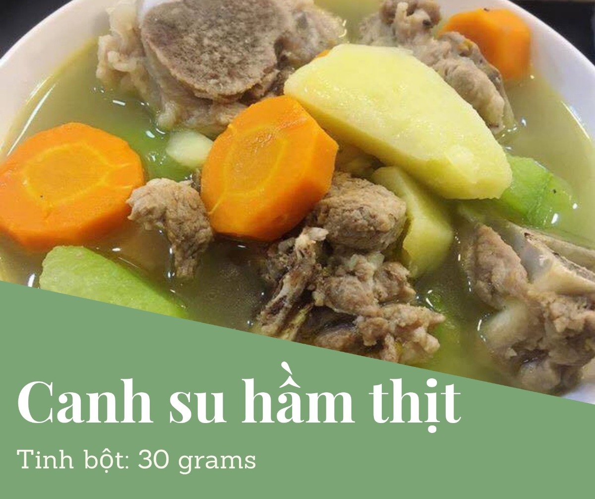 THỰC ĐƠN TIỂU ĐƯỜNG THAI KỲ
Chào bạn. Khi biết là có bệnh TĐTK hoặc TĐ2 thì nhiều người rất là lo lắng.

👌 Cách giảm TĐTK và TĐ2 hiệu quả nhất là ăn kiêng (giảm tinh bột và giảm ngọt).
👌 Cách giảm TĐTK và TĐ2 hiệu quả nhì là tập thể dục
👌 Các thuốc tây có hiệu quả nhưng mà bạn vẫn nên ăn kiêng và tập thể dục, nếu không dần dần sẽ lờn thuốc.
👌 Bạn đừng tin các thuốc nam, các loại bánh, đường cho người tiểu đường nhé. Không có hiệu quả gì nhiều đâu.
👌 Bạn không cần phải lo. Vì đồ ăn cho các bà Mẹ TĐTK và TĐ2 rất phong phú và ngon miệng. Và đầy đủ dinh dưỡng cho người Mẹ và em Bé, và người TĐ2.

Đầu tiên là các bạn nên mừng là đã khám ra bệnh. Có nhiều có bệnh nhưng mà không đủ điều kiện để khám bác sỹ nên không biết có bệnh mà trị.

Điều thứ nhì là các bạn đừng buồn vì bệnh TĐTK và TĐ2 hoàn toàn trong tầm quản lý của bạn.

Điều thứ ba là bệnh TĐTK và TĐ2 sẽ dạy cho bạn một cách ăn uống bổ dưỡng. Qua cách an uống này, bạn có thể áp dụng sau khi sinh và có thể tăng sức khoẻ lâu dày. Thậm chí, nếu bạn xây dựng thói quen ăn giảm tinh bột và tập thể dục thường xuyên thì sức khoẻ sau này của bạn sẽ có thể tốt hơn là những người không bị bệnh.

Bạn cố lên nhé! Chúc bạn và em bé và gia đình khoẻ mạnh.

👌👌👌 Nguyên tắc ăn giảm tinh bột cho TĐTK và TĐ2:
Trong một buổi ăn, hạn chế mức tinh bột dưới 45 grams:

Tinh bột: bao gồm cơm, hủ tiếu, bún, miến, mì, bánh đa, bánh mì, các loại khoai: tối đa là 1/2 chén (khoản 20 grams) trong một buổi ăn. (Khởi đầu bằng 1/2 chén cơm mỗi buổi. Nếu chỉ số tốt thì bạn có thể tăng thử lên 1 chén và thử máu xem sao. Nếu cao thì giảm lại 1/2 chén)
Rau ăn 1-2chén trong một buổi ăn. Ăn rau thoải mái không cần hạn chế vì rau có rất tinh bột (khoản 4 grams cho 1 chén). Ngoài ra rau có nhiều dinh dưỡng (các loại Vitamin, chất khoáng, folate, chất kẽm). Rau có chất sơ giúp tinh bột thu hấp chậm vào người — làm tăng đường chậm hơn sau khi ăn.
Chất đạm, bao gồm: thịt, cá, đồ biển, trứng, đậu hủ: Ăn ít nhất 1 chén trong một buổi ăn, có thể ăn nhiều hơn nếu cần. Chất đạm không có tinh bột nên bạn có thể ăn thoải mái. Chất đạm rất cần thiết cho sự phát triển của bé. Ngoài ra trong chất đạm có chất mỡ tốt cho em bé. Lưu ý là không ăn cá biển lớn vì có thuỷ ngân (nhất là các Mẹ Bầu).

Mỗi người mỗi khác, nên nên đo máu sau buổi ăn để điều chỉnh mức tinh bột theo lượng máu cho phép (sau 1 giờ là <7,8 mmol/L và sau 2 giờ là <6,7 mmol/L cho TĐTK. Và sau 2h<7,8 cho TĐ2)

👌👌👌 Nên thay tinh bột bằng gì?

👌👌👌 Canh rau

Mỗi buổi ăn lúc trước ăn khoản 2 chén cơm, bây giờ hạn chế xuống dưới 1/2 chén cơm thì thay thế cơm bằng gì? Rất đơn giản. Bạn có thể thay cơm bằng các loại rau luộc. Thí dụ bạn làm cá kho hoặc thịt kho (những món chất đạm thì bạn ăn vẫn bình thường không cần hạn chế — chỉ nấu không sử dụng đường thôi), thì bạn có thể ăn thêm bầu luộc, rau muốn luộc, cải luộc, đậu que luộc, bó xôi luộc để thay cơm. Ăn rất là ngon!

Và trong rau luộc có rất nhiều dinh dưỡng cho em bé (trong cơm thì không có dinh dưỡng gì). Nên bạn vừa trị bệnh TĐTK mà vừa tăng dinh dưỡng cho em bé và bản thân.

Rau luộc không chỉ có thể thay cơm không, mà có thể thay luôn các món nước. Thí dụ như khi ăn phở, thì bạn chỉ ăn tối đa 1/2 bánh phở, còn lại thì cho thêm giá luộc, bắp cải luộc, hoặc các loại rau khác mà bạn yêu thích. Chúc ngon miệng.

Thí dụ: bầu luộc ăn với tôm rim thay cơm

Thí dụ: bạn có thể dùng bí đỏ thay cơm. Bí đỏ bạn cắt ra từng cộng nhỏ và xào hoặc luộc. Bí đỏ có nhiều Vitamin A tốt cho mắt của em bé và người Mẹ.

👌👌👌 Bí đỏ thay cơm
Đây là một món dễ làm và dễ ăn. Bí đỏ và rau chỉ cần luộc.

Nhân liệu cho 1 phần ăn:
- 1/2 chén bí đỏ luộc
- 1/2 chén rau luộc
- 1/2 chén chả cá (luộc) rồi xào sơ lại. Đừng chiên giòn vì đồ ăn chiên không tốt cho sức khoẻ
- Ăn với nước tương hoặc nước nắm chấm (không đường)

👌👌👌 Rau luộc thay cơm, bánh phở, bún
Thay vì ăn cơm, bún, hủ tiếu, mỳ, miến, bánh đa thì bạn ăn nhiều rau luộc để thay. Khi bạn thay bằng rau có nhiều lợi ích vì rau có rất nhiều vitamin và khoáng chất cần thiết cho em bét phát triển. Tinh bột không có những vitamin và khoáng chất cho em bé.

Khi bạn ăn rau luộc thì ăn đến no thôi, không cần kiêng. Ăn thoải mái.

Ngoài rau rau luộc giúp bạn no ăn là ăn tinh bột. Và rau thì sẽ giúp đường tiêu hoá của bạn hoạt động tốt. Và da mặt đẹp.

👌👌👌 Bầu luộc

👌👌👌 Cải ngọt luộc

👌👌👌 Su su luộc thay cơm
Su Su có nhiều folate là giúp cho não của em bé phát triển. Luộc thay cơm. Ăn với đồ ăn chấm nước tương hoặc xào với trứng điều rất ngon.

👌👌👌 Yến mạch thay cơm

Yến mạch là một món ăn thay cơm rất tốt.

Số lượng tinh bột của yến mạch chỉ phân nửa so với cơm, nên bạn có thể ăn 1 chén yến bạch trong vòng buổi ăn (nhưng nhớ đo đường trong máu và chỉnh sửa nhé). Yến mạch còn có nhiều chất sơ, giúp tiêu hoá tốt và hạ mỡ trong máu.

Mua loại yến mạch (old fashion). Loại này có nhiều sơ nên tốt hơn loại (quick). Bạn có thể xem thông tin mua ở đây. Các siêu thị lớn điều có bán.

Cách nấu: Bạn có thể nấu như bạn nấu cơm: nấu với nước cho chính.

Nếu ăn thay cơm cho buổi trưa và buổi chiều, thì ăn với đồ ăn như rau và thịt/cá/trứng/đậu hủ bình thường. Cơm thỉ chỉ ăn 1/2 chén. Yến mạch thì có thể ăn 1 chén.

Bạn cũng có thể nấu như cháo: cháo cá, cháo thịt. Thí dụ; Cháo Yến Mạch với Thịt Bò.

Cách nấu:
- Bỏ yến mạch nấu với cà rốt, bông cải xanh (cắt nhỏ) vào nước nấu như cháo.
- Xào thịt bò với hành tỏi riêng, muối, dầu.
- Sau khi cháo yến mạch chín thì bỏ thịt bò vào với cháo nấu thêm vài phút.

👌👌👌 Diêm mạch (Quinoa)

Có bạn hỏi là có thể ăn Diêm Mạch thay cơm được không? Diêm Mạch có rất nhiều vitamin và chất khoán tốt (bao gồm chất sắc). Và cũng có tinh bột nên có thể thay cơm. Xin lưu ý:

Một chén diêm mạch đã nấu chín có khoản 39gram tinh bột. Cơm gạo trắng có khoảng 45-53gram. Yến mạch là thấp hơn có khoản 28gram.
Nên bạn cũng chỉ ăn từ 1/2-1 chén cho mỗi buổi ăn. Và nhớ đo đường trong máu sau khi ăn.
Nhớ là ngâm qua đêm trước khi nấu để dễ tiêu hoá.

👌👌👌 Làm sao ăn rau luộc ngon hơn?

Sau khi bạn luộc rau, có thể cho 1 muỗng dầu mè và 1 muỗng nước tương, và 1 muỗng mè vào rau. Dầu mè có chất béo tốt cho não và giúp cho bạn no lâu hơn.

👌👌👌 Ăn sáng nên ăn gì?

Có rất nhiều Mẹ Bầu đau đầu về buối sáng. Có bạn chỉ ăn 2 quả dưa leo và uống sữa rồi cảm thấy đói quá chừng. Thấy lo cho các bạn quá.
Thật ra buổi sáng là buổi ăn có thể ăn ngon lành. 

Các bạn vẫn có thể ăn những món mình yêu thích, như phở, hủ tiếu, bún riêu, mì quảng. Các bạn phải chiệu khó thay đổi một chút. 

👌👌👌 Tại sao buổi sáng ăn đồ ăn nước ngoài đường (phở, bún, hủ tiếu) là đường lên quá vậy?

Câu hỏi rất hay, các loại bún, bánh phở, hủ tiểu, mỳ, bánh đa, miến điều có nhiều tinh bột. Cũng nhiều bằng cơm.

Nếu bạn ăn đồ ăn ngoài đường người bán cho rất nhiều bánh và ít thịt và rau. Mà bạn có yêu cầu người bán cho ít bánh thì họ cũng sẽ cho nhiều.

Nếu ăn ở ngoài đường thì thường là gọi 2 tô: chỉ ăn 1/2 chén bánh. Có nghĩa là ăn 1/2 bánh của 1 tô, và bánh của tố thứ nhì thì bỏ hoàn toàn. Và gì bạn đã giảm bánh thì phải tăng thịt và rau lên. Nếu không rất đói. Đó là lý do gọi 2 tô. Một tô hoàng toàn không ăn bánh chỉ lấy thịt và rau. Một tô thì chỉ lấy 1/2 bánh. Thịt và rau rất ít tinh bột nên sẽ không tăng đường nhiều. Cố lên nhé bạn.

Nếu ăn bánh mì thì cũng nên gọi 2 ổ. Và chỉ ăn 1/2 bánh mì và ăn hết thịt và rau.

👌👌👌 Bún riêu
- 150 gram chất đạm: thịt, trứng, cua
- 1/2 chén bún
- 3 miếng đậu hũ
- 3 quả cà chua
- 1 quả me
- 10ml mắm tôm
- Hành tím, hành lá, rau mùi
- Rau sống: rau muống, bắp chuối, xà lách, giá,
- Hạt tiêu, hạt nêm, nước mắm, dầu ăn

👌👌👌 Nấu ăn sáng nhanh: Trứng sốt cà
Hôm nào bạn không có thời gian, thì có thể làm món trứng sốt cà. Ăn rất là đậm đà.

Nhân liệu cho 1 phần ăn:
- 2 quả trứng
- 3 quả cà chua
- Hành lá, tỏi, dầu ăn
- Một ít muối, nước tương
- Bạn có thể xem công thức ở đây.

👌👌👌 Tại sao ăn sáng đồ ăn bên ngoài mà đường tăng quá?

Nếu bạn ăn đồ ăn ngoài đường người bán cho rất nhiều bánh và ít thịt và rau. Mà bạn có yêu cầu người bán cho ít bánh thì họ cũng sẽ cho nhiều.

Nếu ăn ở ngoài đường thì thường là gọi 2 tô: chỉ ăn 1/2 chén bánh. Có nghĩa là ăn 1/2 bánh của 1 tô, và bánh của tố thứ nhì thì bỏ hoàn toàn. Và gì bạn đã giảm bánh thì phải tăng thịt và rau lên. Nếu không rất đói. Đó là lý do gọi 2 tô. Một tô hoàng toàn không ăn bánh chỉ lấy thịt và rau. Một tô thì chỉ lấy 1/2 bánh. Thịt và rau rất ít tinh bột nên sẽ không tăng đường nhiều. Cố lên nhé bạn.

Nếu bạn nấu ở nhà (như trong hình) thì ăn ăn thật nhiều thịt/cá/rau và ít bánh.

Một cách khác là bạn có thể nấu đồ ăn buổi tối nhiều một chút. Rồi buổi sáng ăn lại đồ ăn buổi tối (1/2 chén cơm + 1chén thịt/cá/trứng/đậu hủ và 1-2 chén rau). Ăn sáng mà ăn nhiều thì tốt vì sẽ no lâu và có sức làm việc.

👌👌👌 Món canh
Nếu bạn không có thời gian, thì món canh là dễ nhất. Canh có thể bỏ nhiều rau và chất đạm( thịt, hải sản, đậu hủ, trứng). Và ăn một tô thật là to đến khi no. Nếu thèm cơm thì có thể ăn một ít (tối đa là 1/2 chén- tuỳ theo mức đường trong máu sau khi ăn). Nhưng phần chính là một tô rau rất to. Ăn riết khi quen thì có thể bỏ hẳn cơm luôn.

👌👌👌 Canh cải hải sản
- 1 bó cải 100 gr hải sản,
- đậu hủ (nếu muốn)
- nấm
- 1/2 tbsp muối
- 1 tsp tiêu
- 1/2 nước tương
- hành lá
- Canh su hầm thịt
- Nếu bạn vẫn thèm tinh bột thì đây là một món có thể sẽ giúp bạn cảm thấy đã thèm. Bạn có thể sử dụng một ít khoai tây (1 củ nhỏ) cho một phần ăn. Nấu một tô thật to và ăn cho đã thèm (nhưng không ăn thêm cơm nhé)

Nhân liệu cho 1 phần ăn:
- 1 trái su
- 1 củ khoai tây nhỏ
- 1 củ cải trắng
- 1 củ cà rốt
- thịt
- muối

👌👌👌 Canh Bông Cải Trắng
Nhân liệu cho 1 phần:
- 2 chén bắp cải trắng
- 200 grams tôm
- Muối, tiêu
- Có thể bỏ thêm củ cải trắng để nấu cho ngọt nước canh

👌👌👌 Canh bí đỏ

👌👌👌 Súp đậu hủ
Thành phần: Đậu hủ, nấm, carrot, bắp, tim hạt sen

👌👌👌 Canh củ cải trắng

👌👌👌 Súp Rau Củ. Món này nhiều vitamin cho em bé
Thành phần: 1/2 củ khoai tây, 1 củ cà rốt, 1 miếng cần tây, 6 miếng nấm rơm

👌👌👌 Các món mặn
Các món mặn ăn tốt vì có nhiều chất đạm. Trường Đại Học UCSF của Mỹ khuyên là Mẹ Bầu nên ăn ít nhất 60 gram chất đạm mỗi ngày. Chất đạm rất cần thiết cho sự phát triển của em bé. Đồ ăn nhiều chất đạm như: thịt, cá, hải sản, trứng, đậu hủ.

👌👌👌 Tôm rim
Món này bạn có thể làm ăn rất ngon. Thay vì cơm thì luộc một tô rau ăn sẽ thất rất ngon. Như một tô cải làng luộc hoặc rau muống luộc. Bạn đừng bỏ đường. Nếu muốn thì có thể sử dung một ít khóm để có vị ngọt.

👌👌👌 Cá sốt cà
Cá có nhiều chất mỡ tốt cho sự phát triển của não (omega 3). Và cá cũng là chất đạm tốt. Nhưng không nên ăn các loại các biển lớn vì có nhiều thuỷ ngân. Nên ăn các loại cá nhỏ.

👌👌👌 Ăn cá loại nào tốt mà ít thuỷ ngân?

Ăn cá là tốt vì ít tăng đường và có omega 3 tốt cho phát triển não. Nhưng tránh các loại cá biển lớn vì có thuỷ ngân nhiều. Đây là các loại bạn nên lưu ý.

Thủy hải sản có hàm lượng thủy ngân thấp nhất: Nên ăn 2 – 3 lần/tuần
- Cá cơm;
- Cá đù Đại Tây Dương;
- Cá bạc má Đại Tây Dương và Thái Bình Dương;
- Cá vược đen;
- Cá chim;
- Cá da trơn;
- Sò;
- Cá tuyết;
- Cua;
- Tôm hùm đất;
- Cá bơn;
- Cá Haddock – một loại cá tuyết;
- Cá tuyết than;
- Cá trích;
- Tôm hùm Mỹ;
- Cá đối;
- Hàu;
- Cá rô;
- Cá chó;
- Cá hồi;
- Cá mòi;
- Sò điệp;
- Cá rô phi;
- Mực;
- Cá ngừ.

Thủy hải sản có mức độ thủy ngân vừa phải: Ăn 1 lần/tuần 
- Cá trâu;
- Cá chép;
- Cá vược;
- Cá mú;
- Cá chim lớn;
- Cá nục heo;
- Cá chày;
- Cá rô đại dương;
- Cá than;
- Cá đầu cừu/cá tù;
- Cá hồng;
- Cá thu Tây Ban Nha;
- Cá ngói;
- Cá ngừ trắng;
- Cá ngừ vây vàng.

Thủy hải sản có mức thủy ngân cao nhất: Nên tránh
- Cá ngừ mắt to;
- Cá thu vua;
- Cá cam;
- Cá mập;
- Cá kiếm;
- Cá ngói.

👌👌👌 Chả cá lã vọng
Bạn vẫn có thể ăn những món mình yếu thích, như cã cá lã vọng. Bạn có thể ăn một ít bún (tối đa là 1/2 chén). Thay vì ăn bún thì bạn có thể làm bắp cải xào. Hoặc bạn chọn một món rau yếu quý nào đó và luộc để ăn thay bún (như đâu que, rau muống, bó xôi). Hương vị từ cã cá sẽ làm cho bạn quên đi là mình không ăn bún. Ăn thử đi, bạn sẽ thấy rất ngon. Lưu ý là nước chấm không bỏ đường nhé.

Nhân liệu cho 1 phần ăn:

- 1/2 con cá lóc (cá quả)
- Riềng, sả, tỏi, hành củ, muối
- Mắm tôm
- Đậu phọng
- Thì là
- 1/2 chén bún (tối đa). Có thể thay bằng rau luộc (bó xôi, bắp cải, rau muống, giá)

Bạn có thể tham khảo cách làm ở đây. Đừng sử dụng đường.

Các món gỏi:
Các món gỏi rất tốt cho các Bà Mẹ TĐTK. Lý do là nhiều rau và chất đạm và rất ít tinh bột. Bạn có thể làm một tô gỏi lớn và ăn thoải mái.

Nếu thèm cơm thì ăn thêm một ít (tối đa 1/2 chén). Ăn nhiều lần sẽ tạo ra thói quen ăn gỏi thay cơm và sẽ không cần ăn thêm cơm nữa. Những người bên Mỹ họ vẫn có thể ăn salad (gỏi) để thay cơm bình thường. Quan trọng là vẫn ăn nhiều chất đạm và nhiều loại rau khác nhau cho các buổi ăn khác nhau để không thiếu dinh dưỡng

👌👌👌 Gỏi cuốn
Gỏi cuốn là một món rất là dễ ăn và đầy đủ dinh dưỡng vì nhiều rau. Bạn có thể tự chế biến theo sở thích. Quan trọng là hạn chế bánh tráng vì có tinh bột. Nên mua loạ bánh tráng nhỏ. Nếu mua loại lớn thì cắt đôi và chỉ sử dụng phân nữa cho 1 gỏi cuốn.  Và bạn lưu ý là nước tương đậu phọng nếu mua bên ngoài thì họ có thể bỏ nhiều đường. Nên làm ở nhà. Nếu không thì ăn với xì dầu (bỏ chanh và ớt, nhưng không bỏ thêm đường). Đây là món mình thích nhất trên đời. Chúc bạn ngon miệng.

Nhân liệu cho 1 phần ăn:
- Rau: lettuce, rau thơm, giá, ngò, dưa leo
- Thay vì bún thì bạn có thể làm: bắp cải xào với cà rốt, hoặc củ sắn xào với cà rốt (giống như bó bía)
- Chất đạm: thịt, tôm, trứng, cá, đậu hủ
- Nước chấm: tương đậu phọng (lưu ý không bỏ đường)
- Bánh tráng: tối đa là chỉ 8 bánh tráng nhỏ, hoặc 4 bánh tráng lớn cắt đôi. Nếu không ăn bánh tráng thì bạn có thể lấy lettuce (rau diếp), hoặc cải xanh cuốn giống như ăn bánh xèo Miền Tây

👌👌👌 Bì cuốn
Món này rất là ngon và ít tinh bột vì bì cuốn thông thường không sử dụng bún. Mà sử dụng nhiều rau thơm. Ăn rất ngon. Nhìn mà thèm.

👌👌👌 Bò bía
Bò bía rất dễ ăn, và mặn mà. Nhiều rau thơm. Và trưng lại béo béo.
Hạn chế bánh tráng nhé. Chỉ ăn 8 cái nhỏ. Hoặc 3-4 cái lớn (cắt làm đôi thành 8 cái). Một cái bánh tráng lớn đến 6 gram tinh bột. Nước chấm không đường nhé.

👌👌👌 Sushi Nhật. Món này rất dễ làm.
Vật liệu:

- Chỉ cần mua rong biển để làm sushi tại các chợ.
- Rau: tuỳ loại bạn thích: dưa leo, ngò, xà lách, rau thơm
- Có thể cắt trái bơ ra nhiều miếng nhỏ
- Và có thể bỏ thêm dưa chua nếu muốn
- Chất đạm: thịt, cá, hải sản, trứng, đậu hủ
- Nước chấm: nước tương (không đường)

👌👌👌 Gỏi ngó sen
Gỏi ngó sen ăn vừa giòn vừa ngon.

👌👌👌 Gỏi cá nướng
Đây là món salad người Mỹ rất thích ăn. Nướng cá và ăn với các loại rau sống. Cá có các chất mỡ béo omega tốt tốt cho não của em bé.

👌👌👌 Xà lách kiểu Hàn Quốc (bibimbap)

Món này bạn có thể ăn vào buổi phụ hoặc ăn chung với buổi chính cũng ok. Rất dễ làm. Ở nhà có rau thì thì làm rau đó. Tất cả rau điều cắt nhỏ và xào sơ. Cà rốt, bó xôi, bắp cải, nấm, củ sắn, su su, hoặc bí xào. Chất đạm thì tuỳ bạn chọn: thị gà luộc, thịt bò xào, trứng, đậu hủ, cá hấp.Ăn chung với dầu mè và một ít nước tương. Có thể chấm với tương ớt. Món này ít tinh bột vì rau và thịt không có nhiều tinh bột mà đầy đủ dinh dưỡng. Chúc bạn ngon miệng.


👌👌👌Món ăn vặt

Khi có bệnh TĐTK thì bạn nên cử ăn những đồ ăn vặt bình thường như: bánh ngọt, chè, cà rem, trái cây dầm sữa. Mà thử các món sau. Đồ ăn vặt thì nên giữ dưới 15 gram tinh bột mỗi lần ăn (dưới 3 lần 1 ngày).

👌👌👌Bơ dầm cà chua

Món bơ dầm cà chua là một món rất được yêu thích của Nước Mễ Tây Cơ. Món này giống như là món ăn dân tộc của họ. Trái bơ có vị béo, ăn với cà chua và chanh thấy béo béo chua chua, rất là ngon. Món ngày đến 20 gram tinh bột, nên chia cho 2 lần ăn.
Bạn có thể ăn món này như vậy, hoặc bạn có thể lấy cà rốt sống, chẻ ra thành miếng dày dày, để trét bơ và cà chua lên ăn rất ngon.

Nhân liệu cho 1 phần ăn:

- 1 quả bơ
- 1 quả cà chua
- 1 quả chanh
- ngò cắt nhỏ
- muối, tiêu

👌👌👌 Rau câu nước cốt dừa

Món ngày ăn rất ngon và dễ làm. Bạn đừng sử dùng đường và nước dừa tươi. Chỉ sử dụng nước lọc, lá dứa, và nước cốt dừa và thạch.
