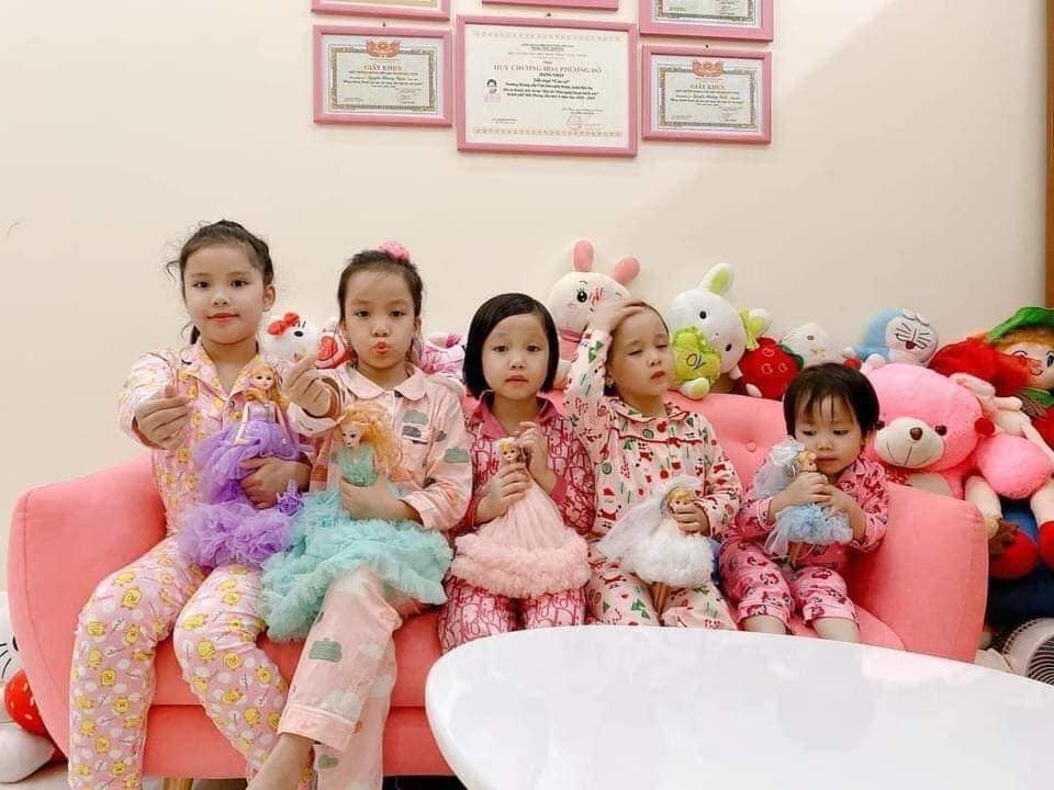 10 năm kết hôn sinh được 1 hoàng tử và 5 công chúa...!
Cre: Đức Nguyễn