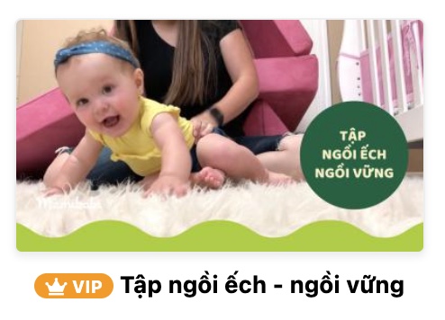 Em cho bé tập ngồi theo hướng dẫn trên app, ko cần mua ghế tập ngồi đâu các mẹ nhé, phí tiền lắm mà ko dùng đến