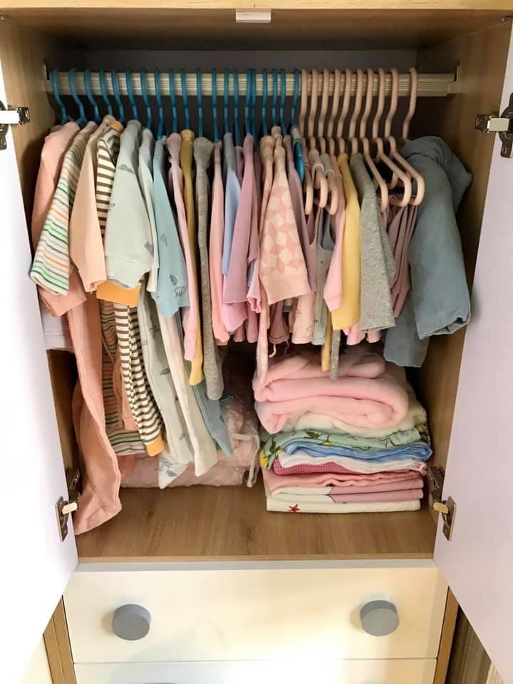 Đây là những đồ mình đã chuẩn bị dần cho bé từ khi bầu 27w. Hiện tại 37w, đồ đã giặt giũ sạch sẽ thơm tho và đếm từng ngày để được gặp bé.
 
Mình up lên cho các mom tham khảo thôi nha, tuỳ tài chính, sở thích, hoàn cảnh, định hướng phương pháp nuôi dạy mà mua chứ đừng bảo cái này cái kia không cần thiết hay phí tiền ạ. 

Vợ chồng mình ở riêng, xác định tự chăm con. Đồ mình xem và đọc review suốt 1 tháng rồi một tay mình chọn và sắm cho con chứ cũng không ai mua hộ. Sau sinh cũng xác định 1 mẹ 1 con nên là cứ mua hết, nhỡ sau cần đợi ship đợi order lại lâu.

Xem thêm ds đồ sơ sinh đầy đủ trên app: https://mamibabi.com.vn/danh-sach-do-so-sinh-day-du-va-tiet-kiem-nhat