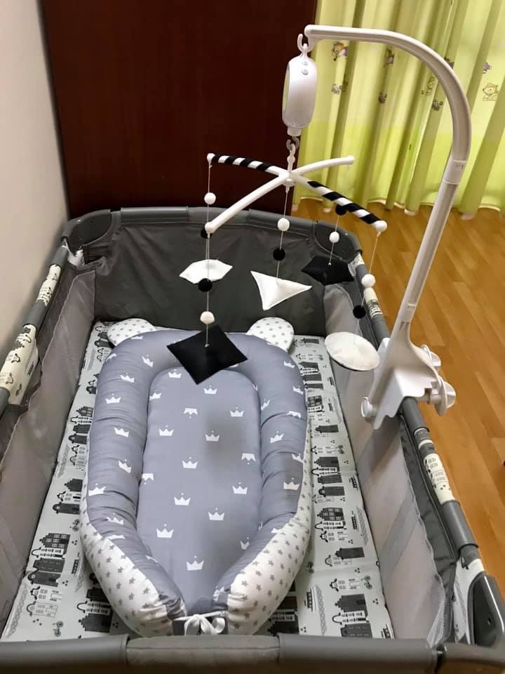 Đây là những đồ mình đã chuẩn bị dần cho bé từ khi bầu 27w. Hiện tại 37w, đồ đã giặt giũ sạch sẽ thơm tho và đếm từng ngày để được gặp bé.
 
Mình up lên cho các mom tham khảo thôi nha, tuỳ tài chính, sở thích, hoàn cảnh, định hướng phương pháp nuôi dạy mà mua chứ đừng bảo cái này cái kia không cần thiết hay phí tiền ạ. 

Vợ chồng mình ở riêng, xác định tự chăm con. Đồ mình xem và đọc review suốt 1 tháng rồi một tay mình chọn và sắm cho con chứ cũng không ai mua hộ. Sau sinh cũng xác định 1 mẹ 1 con nên là cứ mua hết, nhỡ sau cần đợi ship đợi order lại lâu.

Xem thêm ds đồ sơ sinh đầy đủ trên app: https://mamibabi.com.vn/danh-sach-do-so-sinh-day-du-va-tiet-kiem-nhat