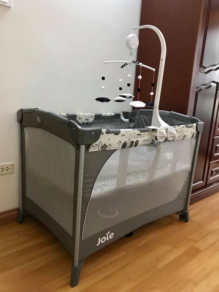 Đây là những đồ mình đã chuẩn bị dần cho bé từ khi bầu 27w. Hiện tại 37w, đồ đã giặt giũ sạch sẽ thơm tho và đếm từng ngày để được gặp bé.
 
Mình up lên cho các mom tham khảo thôi nha, tuỳ tài chính, sở thích, hoàn cảnh, định hướng phương pháp nuôi dạy mà mua chứ đừng bảo cái này cái kia không cần thiết hay phí tiền ạ. 

Vợ chồng mình ở riêng, xác định tự chăm con. Đồ mình xem và đọc review suốt 1 tháng rồi một tay mình chọn và sắm cho con chứ cũng không ai mua hộ. Sau sinh cũng xác định 1 mẹ 1 con nên là cứ mua hết, nhỡ sau cần đợi ship đợi order lại lâu.

Xem thêm ds đồ sơ sinh đầy đủ trên app: https://mamibabi.com.vn/danh-sach-do-so-sinh-day-du-va-tiet-kiem-nhat