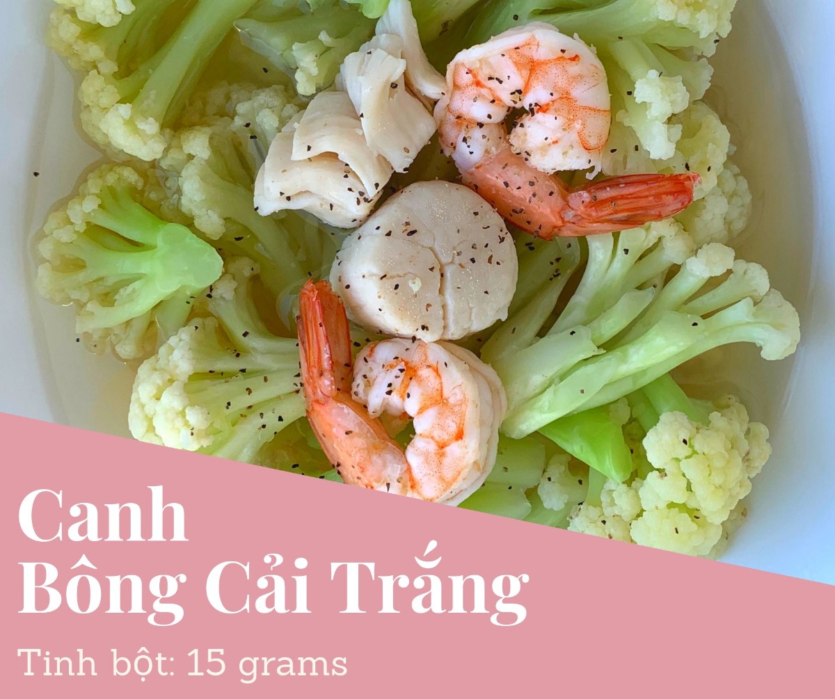THỰC ĐƠN TIỂU ĐƯỜNG THAI KỲ
Chào bạn. Khi biết là có bệnh TĐTK hoặc TĐ2 thì nhiều người rất là lo lắng.

👌 Cách giảm TĐTK và TĐ2 hiệu quả nhất là ăn kiêng (giảm tinh bột và giảm ngọt).
👌 Cách giảm TĐTK và TĐ2 hiệu quả nhì là tập thể dục
👌 Các thuốc tây có hiệu quả nhưng mà bạn vẫn nên ăn kiêng và tập thể dục, nếu không dần dần sẽ lờn thuốc.
👌 Bạn đừng tin các thuốc nam, các loại bánh, đường cho người tiểu đường nhé. Không có hiệu quả gì nhiều đâu.
👌 Bạn không cần phải lo. Vì đồ ăn cho các bà Mẹ TĐTK và TĐ2 rất phong phú và ngon miệng. Và đầy đủ dinh dưỡng cho người Mẹ và em Bé, và người TĐ2.

Đầu tiên là các bạn nên mừng là đã khám ra bệnh. Có nhiều có bệnh nhưng mà không đủ điều kiện để khám bác sỹ nên không biết có bệnh mà trị.

Điều thứ nhì là các bạn đừng buồn vì bệnh TĐTK và TĐ2 hoàn toàn trong tầm quản lý của bạn.

Điều thứ ba là bệnh TĐTK và TĐ2 sẽ dạy cho bạn một cách ăn uống bổ dưỡng. Qua cách an uống này, bạn có thể áp dụng sau khi sinh và có thể tăng sức khoẻ lâu dày. Thậm chí, nếu bạn xây dựng thói quen ăn giảm tinh bột và tập thể dục thường xuyên thì sức khoẻ sau này của bạn sẽ có thể tốt hơn là những người không bị bệnh.

Bạn cố lên nhé! Chúc bạn và em bé và gia đình khoẻ mạnh.

👌👌👌 Nguyên tắc ăn giảm tinh bột cho TĐTK và TĐ2:
Trong một buổi ăn, hạn chế mức tinh bột dưới 45 grams:

Tinh bột: bao gồm cơm, hủ tiếu, bún, miến, mì, bánh đa, bánh mì, các loại khoai: tối đa là 1/2 chén (khoản 20 grams) trong một buổi ăn. (Khởi đầu bằng 1/2 chén cơm mỗi buổi. Nếu chỉ số tốt thì bạn có thể tăng thử lên 1 chén và thử máu xem sao. Nếu cao thì giảm lại 1/2 chén)
Rau ăn 1-2chén trong một buổi ăn. Ăn rau thoải mái không cần hạn chế vì rau có rất tinh bột (khoản 4 grams cho 1 chén). Ngoài ra rau có nhiều dinh dưỡng (các loại Vitamin, chất khoáng, folate, chất kẽm). Rau có chất sơ giúp tinh bột thu hấp chậm vào người — làm tăng đường chậm hơn sau khi ăn.
Chất đạm, bao gồm: thịt, cá, đồ biển, trứng, đậu hủ: Ăn ít nhất 1 chén trong một buổi ăn, có thể ăn nhiều hơn nếu cần. Chất đạm không có tinh bột nên bạn có thể ăn thoải mái. Chất đạm rất cần thiết cho sự phát triển của bé. Ngoài ra trong chất đạm có chất mỡ tốt cho em bé. Lưu ý là không ăn cá biển lớn vì có thuỷ ngân (nhất là các Mẹ Bầu).

Mỗi người mỗi khác, nên nên đo máu sau buổi ăn để điều chỉnh mức tinh bột theo lượng máu cho phép (sau 1 giờ là <7,8 mmol/L và sau 2 giờ là <6,7 mmol/L cho TĐTK. Và sau 2h<7,8 cho TĐ2)

👌👌👌 Nên thay tinh bột bằng gì?

👌👌👌 Canh rau

Mỗi buổi ăn lúc trước ăn khoản 2 chén cơm, bây giờ hạn chế xuống dưới 1/2 chén cơm thì thay thế cơm bằng gì? Rất đơn giản. Bạn có thể thay cơm bằng các loại rau luộc. Thí dụ bạn làm cá kho hoặc thịt kho (những món chất đạm thì bạn ăn vẫn bình thường không cần hạn chế — chỉ nấu không sử dụng đường thôi), thì bạn có thể ăn thêm bầu luộc, rau muốn luộc, cải luộc, đậu que luộc, bó xôi luộc để thay cơm. Ăn rất là ngon!

Và trong rau luộc có rất nhiều dinh dưỡng cho em bé (trong cơm thì không có dinh dưỡng gì). Nên bạn vừa trị bệnh TĐTK mà vừa tăng dinh dưỡng cho em bé và bản thân.

Rau luộc không chỉ có thể thay cơm không, mà có thể thay luôn các món nước. Thí dụ như khi ăn phở, thì bạn chỉ ăn tối đa 1/2 bánh phở, còn lại thì cho thêm giá luộc, bắp cải luộc, hoặc các loại rau khác mà bạn yêu thích. Chúc ngon miệng.

Thí dụ: bầu luộc ăn với tôm rim thay cơm

Thí dụ: bạn có thể dùng bí đỏ thay cơm. Bí đỏ bạn cắt ra từng cộng nhỏ và xào hoặc luộc. Bí đỏ có nhiều Vitamin A tốt cho mắt của em bé và người Mẹ.

👌👌👌 Bí đỏ thay cơm
Đây là một món dễ làm và dễ ăn. Bí đỏ và rau chỉ cần luộc.

Nhân liệu cho 1 phần ăn:
- 1/2 chén bí đỏ luộc
- 1/2 chén rau luộc
- 1/2 chén chả cá (luộc) rồi xào sơ lại. Đừng chiên giòn vì đồ ăn chiên không tốt cho sức khoẻ
- Ăn với nước tương hoặc nước nắm chấm (không đường)

👌👌👌 Rau luộc thay cơm, bánh phở, bún
Thay vì ăn cơm, bún, hủ tiếu, mỳ, miến, bánh đa thì bạn ăn nhiều rau luộc để thay. Khi bạn thay bằng rau có nhiều lợi ích vì rau có rất nhiều vitamin và khoáng chất cần thiết cho em bét phát triển. Tinh bột không có những vitamin và khoáng chất cho em bé.

Khi bạn ăn rau luộc thì ăn đến no thôi, không cần kiêng. Ăn thoải mái.

Ngoài rau rau luộc giúp bạn no ăn là ăn tinh bột. Và rau thì sẽ giúp đường tiêu hoá của bạn hoạt động tốt. Và da mặt đẹp.

👌👌👌 Bầu luộc

👌👌👌 Cải ngọt luộc

👌👌👌 Su su luộc thay cơm
Su Su có nhiều folate là giúp cho não của em bé phát triển. Luộc thay cơm. Ăn với đồ ăn chấm nước tương hoặc xào với trứng điều rất ngon.

👌👌👌 Yến mạch thay cơm

Yến mạch là một món ăn thay cơm rất tốt.

Số lượng tinh bột của yến mạch chỉ phân nửa so với cơm, nên bạn có thể ăn 1 chén yến bạch trong vòng buổi ăn (nhưng nhớ đo đường trong máu và chỉnh sửa nhé). Yến mạch còn có nhiều chất sơ, giúp tiêu hoá tốt và hạ mỡ trong máu.

Mua loại yến mạch (old fashion). Loại này có nhiều sơ nên tốt hơn loại (quick). Bạn có thể xem thông tin mua ở đây. Các siêu thị lớn điều có bán.

Cách nấu: Bạn có thể nấu như bạn nấu cơm: nấu với nước cho chính.

Nếu ăn thay cơm cho buổi trưa và buổi chiều, thì ăn với đồ ăn như rau và thịt/cá/trứng/đậu hủ bình thường. Cơm thỉ chỉ ăn 1/2 chén. Yến mạch thì có thể ăn 1 chén.

Bạn cũng có thể nấu như cháo: cháo cá, cháo thịt. Thí dụ; Cháo Yến Mạch với Thịt Bò.

Cách nấu:
- Bỏ yến mạch nấu với cà rốt, bông cải xanh (cắt nhỏ) vào nước nấu như cháo.
- Xào thịt bò với hành tỏi riêng, muối, dầu.
- Sau khi cháo yến mạch chín thì bỏ thịt bò vào với cháo nấu thêm vài phút.

👌👌👌 Diêm mạch (Quinoa)

Có bạn hỏi là có thể ăn Diêm Mạch thay cơm được không? Diêm Mạch có rất nhiều vitamin và chất khoán tốt (bao gồm chất sắc). Và cũng có tinh bột nên có thể thay cơm. Xin lưu ý:

Một chén diêm mạch đã nấu chín có khoản 39gram tinh bột. Cơm gạo trắng có khoảng 45-53gram. Yến mạch là thấp hơn có khoản 28gram.
Nên bạn cũng chỉ ăn từ 1/2-1 chén cho mỗi buổi ăn. Và nhớ đo đường trong máu sau khi ăn.
Nhớ là ngâm qua đêm trước khi nấu để dễ tiêu hoá.

👌👌👌 Làm sao ăn rau luộc ngon hơn?

Sau khi bạn luộc rau, có thể cho 1 muỗng dầu mè và 1 muỗng nước tương, và 1 muỗng mè vào rau. Dầu mè có chất béo tốt cho não và giúp cho bạn no lâu hơn.

👌👌👌 Ăn sáng nên ăn gì?

Có rất nhiều Mẹ Bầu đau đầu về buối sáng. Có bạn chỉ ăn 2 quả dưa leo và uống sữa rồi cảm thấy đói quá chừng. Thấy lo cho các bạn quá.
Thật ra buổi sáng là buổi ăn có thể ăn ngon lành. 

Các bạn vẫn có thể ăn những món mình yêu thích, như phở, hủ tiếu, bún riêu, mì quảng. Các bạn phải chiệu khó thay đổi một chút. 

👌👌👌 Tại sao buổi sáng ăn đồ ăn nước ngoài đường (phở, bún, hủ tiếu) là đường lên quá vậy?

Câu hỏi rất hay, các loại bún, bánh phở, hủ tiểu, mỳ, bánh đa, miến điều có nhiều tinh bột. Cũng nhiều bằng cơm.

Nếu bạn ăn đồ ăn ngoài đường người bán cho rất nhiều bánh và ít thịt và rau. Mà bạn có yêu cầu người bán cho ít bánh thì họ cũng sẽ cho nhiều.

Nếu ăn ở ngoài đường thì thường là gọi 2 tô: chỉ ăn 1/2 chén bánh. Có nghĩa là ăn 1/2 bánh của 1 tô, và bánh của tố thứ nhì thì bỏ hoàn toàn. Và gì bạn đã giảm bánh thì phải tăng thịt và rau lên. Nếu không rất đói. Đó là lý do gọi 2 tô. Một tô hoàng toàn không ăn bánh chỉ lấy thịt và rau. Một tô thì chỉ lấy 1/2 bánh. Thịt và rau rất ít tinh bột nên sẽ không tăng đường nhiều. Cố lên nhé bạn.

Nếu ăn bánh mì thì cũng nên gọi 2 ổ. Và chỉ ăn 1/2 bánh mì và ăn hết thịt và rau.

👌👌👌 Bún riêu
- 150 gram chất đạm: thịt, trứng, cua
- 1/2 chén bún
- 3 miếng đậu hũ
- 3 quả cà chua
- 1 quả me
- 10ml mắm tôm
- Hành tím, hành lá, rau mùi
- Rau sống: rau muống, bắp chuối, xà lách, giá,
- Hạt tiêu, hạt nêm, nước mắm, dầu ăn

👌👌👌 Nấu ăn sáng nhanh: Trứng sốt cà
Hôm nào bạn không có thời gian, thì có thể làm món trứng sốt cà. Ăn rất là đậm đà.

Nhân liệu cho 1 phần ăn:
- 2 quả trứng
- 3 quả cà chua
- Hành lá, tỏi, dầu ăn
- Một ít muối, nước tương
- Bạn có thể xem công thức ở đây.

👌👌👌 Tại sao ăn sáng đồ ăn bên ngoài mà đường tăng quá?

Nếu bạn ăn đồ ăn ngoài đường người bán cho rất nhiều bánh và ít thịt và rau. Mà bạn có yêu cầu người bán cho ít bánh thì họ cũng sẽ cho nhiều.

Nếu ăn ở ngoài đường thì thường là gọi 2 tô: chỉ ăn 1/2 chén bánh. Có nghĩa là ăn 1/2 bánh của 1 tô, và bánh của tố thứ nhì thì bỏ hoàn toàn. Và gì bạn đã giảm bánh thì phải tăng thịt và rau lên. Nếu không rất đói. Đó là lý do gọi 2 tô. Một tô hoàng toàn không ăn bánh chỉ lấy thịt và rau. Một tô thì chỉ lấy 1/2 bánh. Thịt và rau rất ít tinh bột nên sẽ không tăng đường nhiều. Cố lên nhé bạn.

Nếu bạn nấu ở nhà (như trong hình) thì ăn ăn thật nhiều thịt/cá/rau và ít bánh.

Một cách khác là bạn có thể nấu đồ ăn buổi tối nhiều một chút. Rồi buổi sáng ăn lại đồ ăn buổi tối (1/2 chén cơm + 1chén thịt/cá/trứng/đậu hủ và 1-2 chén rau). Ăn sáng mà ăn nhiều thì tốt vì sẽ no lâu và có sức làm việc.

👌👌👌 Món canh
Nếu bạn không có thời gian, thì món canh là dễ nhất. Canh có thể bỏ nhiều rau và chất đạm( thịt, hải sản, đậu hủ, trứng). Và ăn một tô thật là to đến khi no. Nếu thèm cơm thì có thể ăn một ít (tối đa là 1/2 chén- tuỳ theo mức đường trong máu sau khi ăn). Nhưng phần chính là một tô rau rất to. Ăn riết khi quen thì có thể bỏ hẳn cơm luôn.

👌👌👌 Canh cải hải sản
- 1 bó cải 100 gr hải sản,
- đậu hủ (nếu muốn)
- nấm
- 1/2 tbsp muối
- 1 tsp tiêu
- 1/2 nước tương
- hành lá
- Canh su hầm thịt
- Nếu bạn vẫn thèm tinh bột thì đây là một món có thể sẽ giúp bạn cảm thấy đã thèm. Bạn có thể sử dụng một ít khoai tây (1 củ nhỏ) cho một phần ăn. Nấu một tô thật to và ăn cho đã thèm (nhưng không ăn thêm cơm nhé)

Nhân liệu cho 1 phần ăn:
- 1 trái su
- 1 củ khoai tây nhỏ
- 1 củ cải trắng
- 1 củ cà rốt
- thịt
- muối

👌👌👌 Canh Bông Cải Trắng
Nhân liệu cho 1 phần:
- 2 chén bắp cải trắng
- 200 grams tôm
- Muối, tiêu
- Có thể bỏ thêm củ cải trắng để nấu cho ngọt nước canh

👌👌👌 Canh bí đỏ

👌👌👌 Súp đậu hủ
Thành phần: Đậu hủ, nấm, carrot, bắp, tim hạt sen

👌👌👌 Canh củ cải trắng

👌👌👌 Súp Rau Củ. Món này nhiều vitamin cho em bé
Thành phần: 1/2 củ khoai tây, 1 củ cà rốt, 1 miếng cần tây, 6 miếng nấm rơm

👌👌👌 Các món mặn
Các món mặn ăn tốt vì có nhiều chất đạm. Trường Đại Học UCSF của Mỹ khuyên là Mẹ Bầu nên ăn ít nhất 60 gram chất đạm mỗi ngày. Chất đạm rất cần thiết cho sự phát triển của em bé. Đồ ăn nhiều chất đạm như: thịt, cá, hải sản, trứng, đậu hủ.

👌👌👌 Tôm rim
Món này bạn có thể làm ăn rất ngon. Thay vì cơm thì luộc một tô rau ăn sẽ thất rất ngon. Như một tô cải làng luộc hoặc rau muống luộc. Bạn đừng bỏ đường. Nếu muốn thì có thể sử dung một ít khóm để có vị ngọt.

👌👌👌 Cá sốt cà
Cá có nhiều chất mỡ tốt cho sự phát triển của não (omega 3). Và cá cũng là chất đạm tốt. Nhưng không nên ăn các loại các biển lớn vì có nhiều thuỷ ngân. Nên ăn các loại cá nhỏ.

👌👌👌 Ăn cá loại nào tốt mà ít thuỷ ngân?

Ăn cá là tốt vì ít tăng đường và có omega 3 tốt cho phát triển não. Nhưng tránh các loại cá biển lớn vì có thuỷ ngân nhiều. Đây là các loại bạn nên lưu ý.

Thủy hải sản có hàm lượng thủy ngân thấp nhất: Nên ăn 2 – 3 lần/tuần
- Cá cơm;
- Cá đù Đại Tây Dương;
- Cá bạc má Đại Tây Dương và Thái Bình Dương;
- Cá vược đen;
- Cá chim;
- Cá da trơn;
- Sò;
- Cá tuyết;
- Cua;
- Tôm hùm đất;
- Cá bơn;
- Cá Haddock – một loại cá tuyết;
- Cá tuyết than;
- Cá trích;
- Tôm hùm Mỹ;
- Cá đối;
- Hàu;
- Cá rô;
- Cá chó;
- Cá hồi;
- Cá mòi;
- Sò điệp;
- Cá rô phi;
- Mực;
- Cá ngừ.

Thủy hải sản có mức độ thủy ngân vừa phải: Ăn 1 lần/tuần 
- Cá trâu;
- Cá chép;
- Cá vược;
- Cá mú;
- Cá chim lớn;
- Cá nục heo;
- Cá chày;
- Cá rô đại dương;
- Cá than;
- Cá đầu cừu/cá tù;
- Cá hồng;
- Cá thu Tây Ban Nha;
- Cá ngói;
- Cá ngừ trắng;
- Cá ngừ vây vàng.

Thủy hải sản có mức thủy ngân cao nhất: Nên tránh
- Cá ngừ mắt to;
- Cá thu vua;
- Cá cam;
- Cá mập;
- Cá kiếm;
- Cá ngói.

👌👌👌 Chả cá lã vọng
Bạn vẫn có thể ăn những món mình yếu thích, như cã cá lã vọng. Bạn có thể ăn một ít bún (tối đa là 1/2 chén). Thay vì ăn bún thì bạn có thể làm bắp cải xào. Hoặc bạn chọn một món rau yếu quý nào đó và luộc để ăn thay bún (như đâu que, rau muống, bó xôi). Hương vị từ cã cá sẽ làm cho bạn quên đi là mình không ăn bún. Ăn thử đi, bạn sẽ thấy rất ngon. Lưu ý là nước chấm không bỏ đường nhé.

Nhân liệu cho 1 phần ăn:

- 1/2 con cá lóc (cá quả)
- Riềng, sả, tỏi, hành củ, muối
- Mắm tôm
- Đậu phọng
- Thì là
- 1/2 chén bún (tối đa). Có thể thay bằng rau luộc (bó xôi, bắp cải, rau muống, giá)

Bạn có thể tham khảo cách làm ở đây. Đừng sử dụng đường.

Các món gỏi:
Các món gỏi rất tốt cho các Bà Mẹ TĐTK. Lý do là nhiều rau và chất đạm và rất ít tinh bột. Bạn có thể làm một tô gỏi lớn và ăn thoải mái.

Nếu thèm cơm thì ăn thêm một ít (tối đa 1/2 chén). Ăn nhiều lần sẽ tạo ra thói quen ăn gỏi thay cơm và sẽ không cần ăn thêm cơm nữa. Những người bên Mỹ họ vẫn có thể ăn salad (gỏi) để thay cơm bình thường. Quan trọng là vẫn ăn nhiều chất đạm và nhiều loại rau khác nhau cho các buổi ăn khác nhau để không thiếu dinh dưỡng

👌👌👌 Gỏi cuốn
Gỏi cuốn là một món rất là dễ ăn và đầy đủ dinh dưỡng vì nhiều rau. Bạn có thể tự chế biến theo sở thích. Quan trọng là hạn chế bánh tráng vì có tinh bột. Nên mua loạ bánh tráng nhỏ. Nếu mua loại lớn thì cắt đôi và chỉ sử dụng phân nữa cho 1 gỏi cuốn.  Và bạn lưu ý là nước tương đậu phọng nếu mua bên ngoài thì họ có thể bỏ nhiều đường. Nên làm ở nhà. Nếu không thì ăn với xì dầu (bỏ chanh và ớt, nhưng không bỏ thêm đường). Đây là món mình thích nhất trên đời. Chúc bạn ngon miệng.

Nhân liệu cho 1 phần ăn:
- Rau: lettuce, rau thơm, giá, ngò, dưa leo
- Thay vì bún thì bạn có thể làm: bắp cải xào với cà rốt, hoặc củ sắn xào với cà rốt (giống như bó bía)
- Chất đạm: thịt, tôm, trứng, cá, đậu hủ
- Nước chấm: tương đậu phọng (lưu ý không bỏ đường)
- Bánh tráng: tối đa là chỉ 8 bánh tráng nhỏ, hoặc 4 bánh tráng lớn cắt đôi. Nếu không ăn bánh tráng thì bạn có thể lấy lettuce (rau diếp), hoặc cải xanh cuốn giống như ăn bánh xèo Miền Tây

👌👌👌 Bì cuốn
Món này rất là ngon và ít tinh bột vì bì cuốn thông thường không sử dụng bún. Mà sử dụng nhiều rau thơm. Ăn rất ngon. Nhìn mà thèm.

👌👌👌 Bò bía
Bò bía rất dễ ăn, và mặn mà. Nhiều rau thơm. Và trưng lại béo béo.
Hạn chế bánh tráng nhé. Chỉ ăn 8 cái nhỏ. Hoặc 3-4 cái lớn (cắt làm đôi thành 8 cái). Một cái bánh tráng lớn đến 6 gram tinh bột. Nước chấm không đường nhé.

👌👌👌 Sushi Nhật. Món này rất dễ làm.
Vật liệu:

- Chỉ cần mua rong biển để làm sushi tại các chợ.
- Rau: tuỳ loại bạn thích: dưa leo, ngò, xà lách, rau thơm
- Có thể cắt trái bơ ra nhiều miếng nhỏ
- Và có thể bỏ thêm dưa chua nếu muốn
- Chất đạm: thịt, cá, hải sản, trứng, đậu hủ
- Nước chấm: nước tương (không đường)

👌👌👌 Gỏi ngó sen
Gỏi ngó sen ăn vừa giòn vừa ngon.

👌👌👌 Gỏi cá nướng
Đây là món salad người Mỹ rất thích ăn. Nướng cá và ăn với các loại rau sống. Cá có các chất mỡ béo omega tốt tốt cho não của em bé.

👌👌👌 Xà lách kiểu Hàn Quốc (bibimbap)

Món này bạn có thể ăn vào buổi phụ hoặc ăn chung với buổi chính cũng ok. Rất dễ làm. Ở nhà có rau thì thì làm rau đó. Tất cả rau điều cắt nhỏ và xào sơ. Cà rốt, bó xôi, bắp cải, nấm, củ sắn, su su, hoặc bí xào. Chất đạm thì tuỳ bạn chọn: thị gà luộc, thịt bò xào, trứng, đậu hủ, cá hấp.Ăn chung với dầu mè và một ít nước tương. Có thể chấm với tương ớt. Món này ít tinh bột vì rau và thịt không có nhiều tinh bột mà đầy đủ dinh dưỡng. Chúc bạn ngon miệng.


👌👌👌Món ăn vặt

Khi có bệnh TĐTK thì bạn nên cử ăn những đồ ăn vặt bình thường như: bánh ngọt, chè, cà rem, trái cây dầm sữa. Mà thử các món sau. Đồ ăn vặt thì nên giữ dưới 15 gram tinh bột mỗi lần ăn (dưới 3 lần 1 ngày).

👌👌👌Bơ dầm cà chua

Món bơ dầm cà chua là một món rất được yêu thích của Nước Mễ Tây Cơ. Món này giống như là món ăn dân tộc của họ. Trái bơ có vị béo, ăn với cà chua và chanh thấy béo béo chua chua, rất là ngon. Món ngày đến 20 gram tinh bột, nên chia cho 2 lần ăn.
Bạn có thể ăn món này như vậy, hoặc bạn có thể lấy cà rốt sống, chẻ ra thành miếng dày dày, để trét bơ và cà chua lên ăn rất ngon.

Nhân liệu cho 1 phần ăn:

- 1 quả bơ
- 1 quả cà chua
- 1 quả chanh
- ngò cắt nhỏ
- muối, tiêu

👌👌👌 Rau câu nước cốt dừa

Món ngày ăn rất ngon và dễ làm. Bạn đừng sử dùng đường và nước dừa tươi. Chỉ sử dụng nước lọc, lá dứa, và nước cốt dừa và thạch.