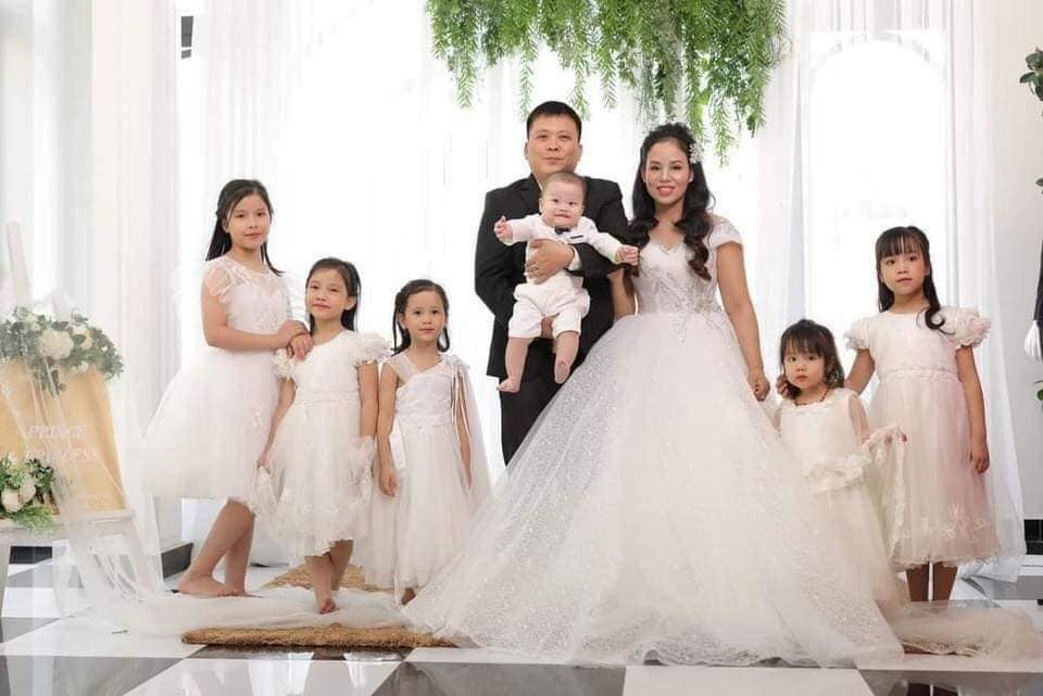 10 năm kết hôn sinh được 1 hoàng tử và 5 công chúa...!
Cre: Đức Nguyễn