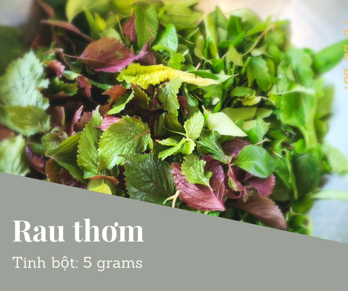 THỰC ĐƠN TIỂU ĐƯỜNG THAI KỲ
Chào bạn. Khi biết là có bệnh TĐTK hoặc TĐ2 thì nhiều người rất là lo lắng.

👌 Cách giảm TĐTK và TĐ2 hiệu quả nhất là ăn kiêng (giảm tinh bột và giảm ngọt).
👌 Cách giảm TĐTK và TĐ2 hiệu quả nhì là tập thể dục
👌 Các thuốc tây có hiệu quả nhưng mà bạn vẫn nên ăn kiêng và tập thể dục, nếu không dần dần sẽ lờn thuốc.
👌 Bạn đừng tin các thuốc nam, các loại bánh, đường cho người tiểu đường nhé. Không có hiệu quả gì nhiều đâu.
👌 Bạn không cần phải lo. Vì đồ ăn cho các bà Mẹ TĐTK và TĐ2 rất phong phú và ngon miệng. Và đầy đủ dinh dưỡng cho người Mẹ và em Bé, và người TĐ2.

Đầu tiên là các bạn nên mừng là đã khám ra bệnh. Có nhiều có bệnh nhưng mà không đủ điều kiện để khám bác sỹ nên không biết có bệnh mà trị.

Điều thứ nhì là các bạn đừng buồn vì bệnh TĐTK và TĐ2 hoàn toàn trong tầm quản lý của bạn.

Điều thứ ba là bệnh TĐTK và TĐ2 sẽ dạy cho bạn một cách ăn uống bổ dưỡng. Qua cách an uống này, bạn có thể áp dụng sau khi sinh và có thể tăng sức khoẻ lâu dày. Thậm chí, nếu bạn xây dựng thói quen ăn giảm tinh bột và tập thể dục thường xuyên thì sức khoẻ sau này của bạn sẽ có thể tốt hơn là những người không bị bệnh.

Bạn cố lên nhé! Chúc bạn và em bé và gia đình khoẻ mạnh.

👌👌👌 Nguyên tắc ăn giảm tinh bột cho TĐTK và TĐ2:
Trong một buổi ăn, hạn chế mức tinh bột dưới 45 grams:

Tinh bột: bao gồm cơm, hủ tiếu, bún, miến, mì, bánh đa, bánh mì, các loại khoai: tối đa là 1/2 chén (khoản 20 grams) trong một buổi ăn. (Khởi đầu bằng 1/2 chén cơm mỗi buổi. Nếu chỉ số tốt thì bạn có thể tăng thử lên 1 chén và thử máu xem sao. Nếu cao thì giảm lại 1/2 chén)
Rau ăn 1-2chén trong một buổi ăn. Ăn rau thoải mái không cần hạn chế vì rau có rất tinh bột (khoản 4 grams cho 1 chén). Ngoài ra rau có nhiều dinh dưỡng (các loại Vitamin, chất khoáng, folate, chất kẽm). Rau có chất sơ giúp tinh bột thu hấp chậm vào người — làm tăng đường chậm hơn sau khi ăn.
Chất đạm, bao gồm: thịt, cá, đồ biển, trứng, đậu hủ: Ăn ít nhất 1 chén trong một buổi ăn, có thể ăn nhiều hơn nếu cần. Chất đạm không có tinh bột nên bạn có thể ăn thoải mái. Chất đạm rất cần thiết cho sự phát triển của bé. Ngoài ra trong chất đạm có chất mỡ tốt cho em bé. Lưu ý là không ăn cá biển lớn vì có thuỷ ngân (nhất là các Mẹ Bầu).

Mỗi người mỗi khác, nên nên đo máu sau buổi ăn để điều chỉnh mức tinh bột theo lượng máu cho phép (sau 1 giờ là <7,8 mmol/L và sau 2 giờ là <6,7 mmol/L cho TĐTK. Và sau 2h<7,8 cho TĐ2)

👌👌👌 Nên thay tinh bột bằng gì?

👌👌👌 Canh rau

Mỗi buổi ăn lúc trước ăn khoản 2 chén cơm, bây giờ hạn chế xuống dưới 1/2 chén cơm thì thay thế cơm bằng gì? Rất đơn giản. Bạn có thể thay cơm bằng các loại rau luộc. Thí dụ bạn làm cá kho hoặc thịt kho (những món chất đạm thì bạn ăn vẫn bình thường không cần hạn chế — chỉ nấu không sử dụng đường thôi), thì bạn có thể ăn thêm bầu luộc, rau muốn luộc, cải luộc, đậu que luộc, bó xôi luộc để thay cơm. Ăn rất là ngon!

Và trong rau luộc có rất nhiều dinh dưỡng cho em bé (trong cơm thì không có dinh dưỡng gì). Nên bạn vừa trị bệnh TĐTK mà vừa tăng dinh dưỡng cho em bé và bản thân.

Rau luộc không chỉ có thể thay cơm không, mà có thể thay luôn các món nước. Thí dụ như khi ăn phở, thì bạn chỉ ăn tối đa 1/2 bánh phở, còn lại thì cho thêm giá luộc, bắp cải luộc, hoặc các loại rau khác mà bạn yêu thích. Chúc ngon miệng.

Thí dụ: bầu luộc ăn với tôm rim thay cơm

Thí dụ: bạn có thể dùng bí đỏ thay cơm. Bí đỏ bạn cắt ra từng cộng nhỏ và xào hoặc luộc. Bí đỏ có nhiều Vitamin A tốt cho mắt của em bé và người Mẹ.

👌👌👌 Bí đỏ thay cơm
Đây là một món dễ làm và dễ ăn. Bí đỏ và rau chỉ cần luộc.

Nhân liệu cho 1 phần ăn:
- 1/2 chén bí đỏ luộc
- 1/2 chén rau luộc
- 1/2 chén chả cá (luộc) rồi xào sơ lại. Đừng chiên giòn vì đồ ăn chiên không tốt cho sức khoẻ
- Ăn với nước tương hoặc nước nắm chấm (không đường)

👌👌👌 Rau luộc thay cơm, bánh phở, bún
Thay vì ăn cơm, bún, hủ tiếu, mỳ, miến, bánh đa thì bạn ăn nhiều rau luộc để thay. Khi bạn thay bằng rau có nhiều lợi ích vì rau có rất nhiều vitamin và khoáng chất cần thiết cho em bét phát triển. Tinh bột không có những vitamin và khoáng chất cho em bé.

Khi bạn ăn rau luộc thì ăn đến no thôi, không cần kiêng. Ăn thoải mái.

Ngoài rau rau luộc giúp bạn no ăn là ăn tinh bột. Và rau thì sẽ giúp đường tiêu hoá của bạn hoạt động tốt. Và da mặt đẹp.

👌👌👌 Bầu luộc

👌👌👌 Cải ngọt luộc

👌👌👌 Su su luộc thay cơm
Su Su có nhiều folate là giúp cho não của em bé phát triển. Luộc thay cơm. Ăn với đồ ăn chấm nước tương hoặc xào với trứng điều rất ngon.

👌👌👌 Yến mạch thay cơm

Yến mạch là một món ăn thay cơm rất tốt.

Số lượng tinh bột của yến mạch chỉ phân nửa so với cơm, nên bạn có thể ăn 1 chén yến bạch trong vòng buổi ăn (nhưng nhớ đo đường trong máu và chỉnh sửa nhé). Yến mạch còn có nhiều chất sơ, giúp tiêu hoá tốt và hạ mỡ trong máu.

Mua loại yến mạch (old fashion). Loại này có nhiều sơ nên tốt hơn loại (quick). Bạn có thể xem thông tin mua ở đây. Các siêu thị lớn điều có bán.

Cách nấu: Bạn có thể nấu như bạn nấu cơm: nấu với nước cho chính.

Nếu ăn thay cơm cho buổi trưa và buổi chiều, thì ăn với đồ ăn như rau và thịt/cá/trứng/đậu hủ bình thường. Cơm thỉ chỉ ăn 1/2 chén. Yến mạch thì có thể ăn 1 chén.

Bạn cũng có thể nấu như cháo: cháo cá, cháo thịt. Thí dụ; Cháo Yến Mạch với Thịt Bò.

Cách nấu:
- Bỏ yến mạch nấu với cà rốt, bông cải xanh (cắt nhỏ) vào nước nấu như cháo.
- Xào thịt bò với hành tỏi riêng, muối, dầu.
- Sau khi cháo yến mạch chín thì bỏ thịt bò vào với cháo nấu thêm vài phút.

👌👌👌 Diêm mạch (Quinoa)

Có bạn hỏi là có thể ăn Diêm Mạch thay cơm được không? Diêm Mạch có rất nhiều vitamin và chất khoán tốt (bao gồm chất sắc). Và cũng có tinh bột nên có thể thay cơm. Xin lưu ý:

Một chén diêm mạch đã nấu chín có khoản 39gram tinh bột. Cơm gạo trắng có khoảng 45-53gram. Yến mạch là thấp hơn có khoản 28gram.
Nên bạn cũng chỉ ăn từ 1/2-1 chén cho mỗi buổi ăn. Và nhớ đo đường trong máu sau khi ăn.
Nhớ là ngâm qua đêm trước khi nấu để dễ tiêu hoá.

👌👌👌 Làm sao ăn rau luộc ngon hơn?

Sau khi bạn luộc rau, có thể cho 1 muỗng dầu mè và 1 muỗng nước tương, và 1 muỗng mè vào rau. Dầu mè có chất béo tốt cho não và giúp cho bạn no lâu hơn.

👌👌👌 Ăn sáng nên ăn gì?

Có rất nhiều Mẹ Bầu đau đầu về buối sáng. Có bạn chỉ ăn 2 quả dưa leo và uống sữa rồi cảm thấy đói quá chừng. Thấy lo cho các bạn quá.
Thật ra buổi sáng là buổi ăn có thể ăn ngon lành. 

Các bạn vẫn có thể ăn những món mình yêu thích, như phở, hủ tiếu, bún riêu, mì quảng. Các bạn phải chiệu khó thay đổi một chút. 

👌👌👌 Tại sao buổi sáng ăn đồ ăn nước ngoài đường (phở, bún, hủ tiếu) là đường lên quá vậy?

Câu hỏi rất hay, các loại bún, bánh phở, hủ tiểu, mỳ, bánh đa, miến điều có nhiều tinh bột. Cũng nhiều bằng cơm.

Nếu bạn ăn đồ ăn ngoài đường người bán cho rất nhiều bánh và ít thịt và rau. Mà bạn có yêu cầu người bán cho ít bánh thì họ cũng sẽ cho nhiều.

Nếu ăn ở ngoài đường thì thường là gọi 2 tô: chỉ ăn 1/2 chén bánh. Có nghĩa là ăn 1/2 bánh của 1 tô, và bánh của tố thứ nhì thì bỏ hoàn toàn. Và gì bạn đã giảm bánh thì phải tăng thịt và rau lên. Nếu không rất đói. Đó là lý do gọi 2 tô. Một tô hoàng toàn không ăn bánh chỉ lấy thịt và rau. Một tô thì chỉ lấy 1/2 bánh. Thịt và rau rất ít tinh bột nên sẽ không tăng đường nhiều. Cố lên nhé bạn.

Nếu ăn bánh mì thì cũng nên gọi 2 ổ. Và chỉ ăn 1/2 bánh mì và ăn hết thịt và rau.

👌👌👌 Bún riêu
- 150 gram chất đạm: thịt, trứng, cua
- 1/2 chén bún
- 3 miếng đậu hũ
- 3 quả cà chua
- 1 quả me
- 10ml mắm tôm
- Hành tím, hành lá, rau mùi
- Rau sống: rau muống, bắp chuối, xà lách, giá,
- Hạt tiêu, hạt nêm, nước mắm, dầu ăn

👌👌👌 Nấu ăn sáng nhanh: Trứng sốt cà
Hôm nào bạn không có thời gian, thì có thể làm món trứng sốt cà. Ăn rất là đậm đà.

Nhân liệu cho 1 phần ăn:
- 2 quả trứng
- 3 quả cà chua
- Hành lá, tỏi, dầu ăn
- Một ít muối, nước tương
- Bạn có thể xem công thức ở đây.

👌👌👌 Tại sao ăn sáng đồ ăn bên ngoài mà đường tăng quá?

Nếu bạn ăn đồ ăn ngoài đường người bán cho rất nhiều bánh và ít thịt và rau. Mà bạn có yêu cầu người bán cho ít bánh thì họ cũng sẽ cho nhiều.

Nếu ăn ở ngoài đường thì thường là gọi 2 tô: chỉ ăn 1/2 chén bánh. Có nghĩa là ăn 1/2 bánh của 1 tô, và bánh của tố thứ nhì thì bỏ hoàn toàn. Và gì bạn đã giảm bánh thì phải tăng thịt và rau lên. Nếu không rất đói. Đó là lý do gọi 2 tô. Một tô hoàng toàn không ăn bánh chỉ lấy thịt và rau. Một tô thì chỉ lấy 1/2 bánh. Thịt và rau rất ít tinh bột nên sẽ không tăng đường nhiều. Cố lên nhé bạn.

Nếu bạn nấu ở nhà (như trong hình) thì ăn ăn thật nhiều thịt/cá/rau và ít bánh.

Một cách khác là bạn có thể nấu đồ ăn buổi tối nhiều một chút. Rồi buổi sáng ăn lại đồ ăn buổi tối (1/2 chén cơm + 1chén thịt/cá/trứng/đậu hủ và 1-2 chén rau). Ăn sáng mà ăn nhiều thì tốt vì sẽ no lâu và có sức làm việc.

👌👌👌 Món canh
Nếu bạn không có thời gian, thì món canh là dễ nhất. Canh có thể bỏ nhiều rau và chất đạm( thịt, hải sản, đậu hủ, trứng). Và ăn một tô thật là to đến khi no. Nếu thèm cơm thì có thể ăn một ít (tối đa là 1/2 chén- tuỳ theo mức đường trong máu sau khi ăn). Nhưng phần chính là một tô rau rất to. Ăn riết khi quen thì có thể bỏ hẳn cơm luôn.

👌👌👌 Canh cải hải sản
- 1 bó cải 100 gr hải sản,
- đậu hủ (nếu muốn)
- nấm
- 1/2 tbsp muối
- 1 tsp tiêu
- 1/2 nước tương
- hành lá
- Canh su hầm thịt
- Nếu bạn vẫn thèm tinh bột thì đây là một món có thể sẽ giúp bạn cảm thấy đã thèm. Bạn có thể sử dụng một ít khoai tây (1 củ nhỏ) cho một phần ăn. Nấu một tô thật to và ăn cho đã thèm (nhưng không ăn thêm cơm nhé)

Nhân liệu cho 1 phần ăn:
- 1 trái su
- 1 củ khoai tây nhỏ
- 1 củ cải trắng
- 1 củ cà rốt
- thịt
- muối

👌👌👌 Canh Bông Cải Trắng
Nhân liệu cho 1 phần:
- 2 chén bắp cải trắng
- 200 grams tôm
- Muối, tiêu
- Có thể bỏ thêm củ cải trắng để nấu cho ngọt nước canh

👌👌👌 Canh bí đỏ

👌👌👌 Súp đậu hủ
Thành phần: Đậu hủ, nấm, carrot, bắp, tim hạt sen

👌👌👌 Canh củ cải trắng

👌👌👌 Súp Rau Củ. Món này nhiều vitamin cho em bé
Thành phần: 1/2 củ khoai tây, 1 củ cà rốt, 1 miếng cần tây, 6 miếng nấm rơm

👌👌👌 Các món mặn
Các món mặn ăn tốt vì có nhiều chất đạm. Trường Đại Học UCSF của Mỹ khuyên là Mẹ Bầu nên ăn ít nhất 60 gram chất đạm mỗi ngày. Chất đạm rất cần thiết cho sự phát triển của em bé. Đồ ăn nhiều chất đạm như: thịt, cá, hải sản, trứng, đậu hủ.

👌👌👌 Tôm rim
Món này bạn có thể làm ăn rất ngon. Thay vì cơm thì luộc một tô rau ăn sẽ thất rất ngon. Như một tô cải làng luộc hoặc rau muống luộc. Bạn đừng bỏ đường. Nếu muốn thì có thể sử dung một ít khóm để có vị ngọt.

👌👌👌 Cá sốt cà
Cá có nhiều chất mỡ tốt cho sự phát triển của não (omega 3). Và cá cũng là chất đạm tốt. Nhưng không nên ăn các loại các biển lớn vì có nhiều thuỷ ngân. Nên ăn các loại cá nhỏ.

👌👌👌 Ăn cá loại nào tốt mà ít thuỷ ngân?

Ăn cá là tốt vì ít tăng đường và có omega 3 tốt cho phát triển não. Nhưng tránh các loại cá biển lớn vì có thuỷ ngân nhiều. Đây là các loại bạn nên lưu ý.

Thủy hải sản có hàm lượng thủy ngân thấp nhất: Nên ăn 2 – 3 lần/tuần
- Cá cơm;
- Cá đù Đại Tây Dương;
- Cá bạc má Đại Tây Dương và Thái Bình Dương;
- Cá vược đen;
- Cá chim;
- Cá da trơn;
- Sò;
- Cá tuyết;
- Cua;
- Tôm hùm đất;
- Cá bơn;
- Cá Haddock – một loại cá tuyết;
- Cá tuyết than;
- Cá trích;
- Tôm hùm Mỹ;
- Cá đối;
- Hàu;
- Cá rô;
- Cá chó;
- Cá hồi;
- Cá mòi;
- Sò điệp;
- Cá rô phi;
- Mực;
- Cá ngừ.

Thủy hải sản có mức độ thủy ngân vừa phải: Ăn 1 lần/tuần 
- Cá trâu;
- Cá chép;
- Cá vược;
- Cá mú;
- Cá chim lớn;
- Cá nục heo;
- Cá chày;
- Cá rô đại dương;
- Cá than;
- Cá đầu cừu/cá tù;
- Cá hồng;
- Cá thu Tây Ban Nha;
- Cá ngói;
- Cá ngừ trắng;
- Cá ngừ vây vàng.

Thủy hải sản có mức thủy ngân cao nhất: Nên tránh
- Cá ngừ mắt to;
- Cá thu vua;
- Cá cam;
- Cá mập;
- Cá kiếm;
- Cá ngói.

👌👌👌 Chả cá lã vọng
Bạn vẫn có thể ăn những món mình yếu thích, như cã cá lã vọng. Bạn có thể ăn một ít bún (tối đa là 1/2 chén). Thay vì ăn bún thì bạn có thể làm bắp cải xào. Hoặc bạn chọn một món rau yếu quý nào đó và luộc để ăn thay bún (như đâu que, rau muống, bó xôi). Hương vị từ cã cá sẽ làm cho bạn quên đi là mình không ăn bún. Ăn thử đi, bạn sẽ thấy rất ngon. Lưu ý là nước chấm không bỏ đường nhé.

Nhân liệu cho 1 phần ăn:

- 1/2 con cá lóc (cá quả)
- Riềng, sả, tỏi, hành củ, muối
- Mắm tôm
- Đậu phọng
- Thì là
- 1/2 chén bún (tối đa). Có thể thay bằng rau luộc (bó xôi, bắp cải, rau muống, giá)

Bạn có thể tham khảo cách làm ở đây. Đừng sử dụng đường.

Các món gỏi:
Các món gỏi rất tốt cho các Bà Mẹ TĐTK. Lý do là nhiều rau và chất đạm và rất ít tinh bột. Bạn có thể làm một tô gỏi lớn và ăn thoải mái.

Nếu thèm cơm thì ăn thêm một ít (tối đa 1/2 chén). Ăn nhiều lần sẽ tạo ra thói quen ăn gỏi thay cơm và sẽ không cần ăn thêm cơm nữa. Những người bên Mỹ họ vẫn có thể ăn salad (gỏi) để thay cơm bình thường. Quan trọng là vẫn ăn nhiều chất đạm và nhiều loại rau khác nhau cho các buổi ăn khác nhau để không thiếu dinh dưỡng

👌👌👌 Gỏi cuốn
Gỏi cuốn là một món rất là dễ ăn và đầy đủ dinh dưỡng vì nhiều rau. Bạn có thể tự chế biến theo sở thích. Quan trọng là hạn chế bánh tráng vì có tinh bột. Nên mua loạ bánh tráng nhỏ. Nếu mua loại lớn thì cắt đôi và chỉ sử dụng phân nữa cho 1 gỏi cuốn.  Và bạn lưu ý là nước tương đậu phọng nếu mua bên ngoài thì họ có thể bỏ nhiều đường. Nên làm ở nhà. Nếu không thì ăn với xì dầu (bỏ chanh và ớt, nhưng không bỏ thêm đường). Đây là món mình thích nhất trên đời. Chúc bạn ngon miệng.

Nhân liệu cho 1 phần ăn:
- Rau: lettuce, rau thơm, giá, ngò, dưa leo
- Thay vì bún thì bạn có thể làm: bắp cải xào với cà rốt, hoặc củ sắn xào với cà rốt (giống như bó bía)
- Chất đạm: thịt, tôm, trứng, cá, đậu hủ
- Nước chấm: tương đậu phọng (lưu ý không bỏ đường)
- Bánh tráng: tối đa là chỉ 8 bánh tráng nhỏ, hoặc 4 bánh tráng lớn cắt đôi. Nếu không ăn bánh tráng thì bạn có thể lấy lettuce (rau diếp), hoặc cải xanh cuốn giống như ăn bánh xèo Miền Tây

👌👌👌 Bì cuốn
Món này rất là ngon và ít tinh bột vì bì cuốn thông thường không sử dụng bún. Mà sử dụng nhiều rau thơm. Ăn rất ngon. Nhìn mà thèm.

👌👌👌 Bò bía
Bò bía rất dễ ăn, và mặn mà. Nhiều rau thơm. Và trưng lại béo béo.
Hạn chế bánh tráng nhé. Chỉ ăn 8 cái nhỏ. Hoặc 3-4 cái lớn (cắt làm đôi thành 8 cái). Một cái bánh tráng lớn đến 6 gram tinh bột. Nước chấm không đường nhé.

👌👌👌 Sushi Nhật. Món này rất dễ làm.
Vật liệu:

- Chỉ cần mua rong biển để làm sushi tại các chợ.
- Rau: tuỳ loại bạn thích: dưa leo, ngò, xà lách, rau thơm
- Có thể cắt trái bơ ra nhiều miếng nhỏ
- Và có thể bỏ thêm dưa chua nếu muốn
- Chất đạm: thịt, cá, hải sản, trứng, đậu hủ
- Nước chấm: nước tương (không đường)

👌👌👌 Gỏi ngó sen
Gỏi ngó sen ăn vừa giòn vừa ngon.

👌👌👌 Gỏi cá nướng
Đây là món salad người Mỹ rất thích ăn. Nướng cá và ăn với các loại rau sống. Cá có các chất mỡ béo omega tốt tốt cho não của em bé.

👌👌👌 Xà lách kiểu Hàn Quốc (bibimbap)

Món này bạn có thể ăn vào buổi phụ hoặc ăn chung với buổi chính cũng ok. Rất dễ làm. Ở nhà có rau thì thì làm rau đó. Tất cả rau điều cắt nhỏ và xào sơ. Cà rốt, bó xôi, bắp cải, nấm, củ sắn, su su, hoặc bí xào. Chất đạm thì tuỳ bạn chọn: thị gà luộc, thịt bò xào, trứng, đậu hủ, cá hấp.Ăn chung với dầu mè và một ít nước tương. Có thể chấm với tương ớt. Món này ít tinh bột vì rau và thịt không có nhiều tinh bột mà đầy đủ dinh dưỡng. Chúc bạn ngon miệng.


👌👌👌Món ăn vặt

Khi có bệnh TĐTK thì bạn nên cử ăn những đồ ăn vặt bình thường như: bánh ngọt, chè, cà rem, trái cây dầm sữa. Mà thử các món sau. Đồ ăn vặt thì nên giữ dưới 15 gram tinh bột mỗi lần ăn (dưới 3 lần 1 ngày).

👌👌👌Bơ dầm cà chua

Món bơ dầm cà chua là một món rất được yêu thích của Nước Mễ Tây Cơ. Món này giống như là món ăn dân tộc của họ. Trái bơ có vị béo, ăn với cà chua và chanh thấy béo béo chua chua, rất là ngon. Món ngày đến 20 gram tinh bột, nên chia cho 2 lần ăn.
Bạn có thể ăn món này như vậy, hoặc bạn có thể lấy cà rốt sống, chẻ ra thành miếng dày dày, để trét bơ và cà chua lên ăn rất ngon.

Nhân liệu cho 1 phần ăn:

- 1 quả bơ
- 1 quả cà chua
- 1 quả chanh
- ngò cắt nhỏ
- muối, tiêu

👌👌👌 Rau câu nước cốt dừa

Món ngày ăn rất ngon và dễ làm. Bạn đừng sử dùng đường và nước dừa tươi. Chỉ sử dụng nước lọc, lá dứa, và nước cốt dừa và thạch.