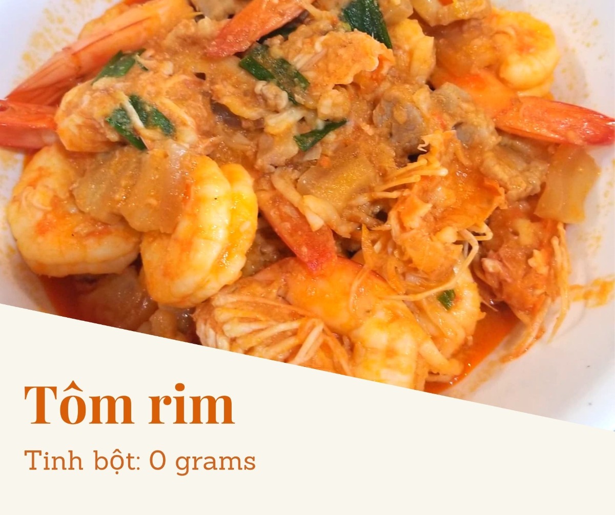 THỰC ĐƠN TIỂU ĐƯỜNG THAI KỲ
Chào bạn. Khi biết là có bệnh TĐTK hoặc TĐ2 thì nhiều người rất là lo lắng.

👌 Cách giảm TĐTK và TĐ2 hiệu quả nhất là ăn kiêng (giảm tinh bột và giảm ngọt).
👌 Cách giảm TĐTK và TĐ2 hiệu quả nhì là tập thể dục
👌 Các thuốc tây có hiệu quả nhưng mà bạn vẫn nên ăn kiêng và tập thể dục, nếu không dần dần sẽ lờn thuốc.
👌 Bạn đừng tin các thuốc nam, các loại bánh, đường cho người tiểu đường nhé. Không có hiệu quả gì nhiều đâu.
👌 Bạn không cần phải lo. Vì đồ ăn cho các bà Mẹ TĐTK và TĐ2 rất phong phú và ngon miệng. Và đầy đủ dinh dưỡng cho người Mẹ và em Bé, và người TĐ2.

Đầu tiên là các bạn nên mừng là đã khám ra bệnh. Có nhiều có bệnh nhưng mà không đủ điều kiện để khám bác sỹ nên không biết có bệnh mà trị.

Điều thứ nhì là các bạn đừng buồn vì bệnh TĐTK và TĐ2 hoàn toàn trong tầm quản lý của bạn.

Điều thứ ba là bệnh TĐTK và TĐ2 sẽ dạy cho bạn một cách ăn uống bổ dưỡng. Qua cách an uống này, bạn có thể áp dụng sau khi sinh và có thể tăng sức khoẻ lâu dày. Thậm chí, nếu bạn xây dựng thói quen ăn giảm tinh bột và tập thể dục thường xuyên thì sức khoẻ sau này của bạn sẽ có thể tốt hơn là những người không bị bệnh.

Bạn cố lên nhé! Chúc bạn và em bé và gia đình khoẻ mạnh.

👌👌👌 Nguyên tắc ăn giảm tinh bột cho TĐTK và TĐ2:
Trong một buổi ăn, hạn chế mức tinh bột dưới 45 grams:

Tinh bột: bao gồm cơm, hủ tiếu, bún, miến, mì, bánh đa, bánh mì, các loại khoai: tối đa là 1/2 chén (khoản 20 grams) trong một buổi ăn. (Khởi đầu bằng 1/2 chén cơm mỗi buổi. Nếu chỉ số tốt thì bạn có thể tăng thử lên 1 chén và thử máu xem sao. Nếu cao thì giảm lại 1/2 chén)
Rau ăn 1-2chén trong một buổi ăn. Ăn rau thoải mái không cần hạn chế vì rau có rất tinh bột (khoản 4 grams cho 1 chén). Ngoài ra rau có nhiều dinh dưỡng (các loại Vitamin, chất khoáng, folate, chất kẽm). Rau có chất sơ giúp tinh bột thu hấp chậm vào người — làm tăng đường chậm hơn sau khi ăn.
Chất đạm, bao gồm: thịt, cá, đồ biển, trứng, đậu hủ: Ăn ít nhất 1 chén trong một buổi ăn, có thể ăn nhiều hơn nếu cần. Chất đạm không có tinh bột nên bạn có thể ăn thoải mái. Chất đạm rất cần thiết cho sự phát triển của bé. Ngoài ra trong chất đạm có chất mỡ tốt cho em bé. Lưu ý là không ăn cá biển lớn vì có thuỷ ngân (nhất là các Mẹ Bầu).

Mỗi người mỗi khác, nên nên đo máu sau buổi ăn để điều chỉnh mức tinh bột theo lượng máu cho phép (sau 1 giờ là <7,8 mmol/L và sau 2 giờ là <6,7 mmol/L cho TĐTK. Và sau 2h<7,8 cho TĐ2)

👌👌👌 Nên thay tinh bột bằng gì?

👌👌👌 Canh rau

Mỗi buổi ăn lúc trước ăn khoản 2 chén cơm, bây giờ hạn chế xuống dưới 1/2 chén cơm thì thay thế cơm bằng gì? Rất đơn giản. Bạn có thể thay cơm bằng các loại rau luộc. Thí dụ bạn làm cá kho hoặc thịt kho (những món chất đạm thì bạn ăn vẫn bình thường không cần hạn chế — chỉ nấu không sử dụng đường thôi), thì bạn có thể ăn thêm bầu luộc, rau muốn luộc, cải luộc, đậu que luộc, bó xôi luộc để thay cơm. Ăn rất là ngon!

Và trong rau luộc có rất nhiều dinh dưỡng cho em bé (trong cơm thì không có dinh dưỡng gì). Nên bạn vừa trị bệnh TĐTK mà vừa tăng dinh dưỡng cho em bé và bản thân.

Rau luộc không chỉ có thể thay cơm không, mà có thể thay luôn các món nước. Thí dụ như khi ăn phở, thì bạn chỉ ăn tối đa 1/2 bánh phở, còn lại thì cho thêm giá luộc, bắp cải luộc, hoặc các loại rau khác mà bạn yêu thích. Chúc ngon miệng.

Thí dụ: bầu luộc ăn với tôm rim thay cơm

Thí dụ: bạn có thể dùng bí đỏ thay cơm. Bí đỏ bạn cắt ra từng cộng nhỏ và xào hoặc luộc. Bí đỏ có nhiều Vitamin A tốt cho mắt của em bé và người Mẹ.

👌👌👌 Bí đỏ thay cơm
Đây là một món dễ làm và dễ ăn. Bí đỏ và rau chỉ cần luộc.

Nhân liệu cho 1 phần ăn:
- 1/2 chén bí đỏ luộc
- 1/2 chén rau luộc
- 1/2 chén chả cá (luộc) rồi xào sơ lại. Đừng chiên giòn vì đồ ăn chiên không tốt cho sức khoẻ
- Ăn với nước tương hoặc nước nắm chấm (không đường)

👌👌👌 Rau luộc thay cơm, bánh phở, bún
Thay vì ăn cơm, bún, hủ tiếu, mỳ, miến, bánh đa thì bạn ăn nhiều rau luộc để thay. Khi bạn thay bằng rau có nhiều lợi ích vì rau có rất nhiều vitamin và khoáng chất cần thiết cho em bét phát triển. Tinh bột không có những vitamin và khoáng chất cho em bé.

Khi bạn ăn rau luộc thì ăn đến no thôi, không cần kiêng. Ăn thoải mái.

Ngoài rau rau luộc giúp bạn no ăn là ăn tinh bột. Và rau thì sẽ giúp đường tiêu hoá của bạn hoạt động tốt. Và da mặt đẹp.

👌👌👌 Bầu luộc

👌👌👌 Cải ngọt luộc

👌👌👌 Su su luộc thay cơm
Su Su có nhiều folate là giúp cho não của em bé phát triển. Luộc thay cơm. Ăn với đồ ăn chấm nước tương hoặc xào với trứng điều rất ngon.

👌👌👌 Yến mạch thay cơm

Yến mạch là một món ăn thay cơm rất tốt.

Số lượng tinh bột của yến mạch chỉ phân nửa so với cơm, nên bạn có thể ăn 1 chén yến bạch trong vòng buổi ăn (nhưng nhớ đo đường trong máu và chỉnh sửa nhé). Yến mạch còn có nhiều chất sơ, giúp tiêu hoá tốt và hạ mỡ trong máu.

Mua loại yến mạch (old fashion). Loại này có nhiều sơ nên tốt hơn loại (quick). Bạn có thể xem thông tin mua ở đây. Các siêu thị lớn điều có bán.

Cách nấu: Bạn có thể nấu như bạn nấu cơm: nấu với nước cho chính.

Nếu ăn thay cơm cho buổi trưa và buổi chiều, thì ăn với đồ ăn như rau và thịt/cá/trứng/đậu hủ bình thường. Cơm thỉ chỉ ăn 1/2 chén. Yến mạch thì có thể ăn 1 chén.

Bạn cũng có thể nấu như cháo: cháo cá, cháo thịt. Thí dụ; Cháo Yến Mạch với Thịt Bò.

Cách nấu:
- Bỏ yến mạch nấu với cà rốt, bông cải xanh (cắt nhỏ) vào nước nấu như cháo.
- Xào thịt bò với hành tỏi riêng, muối, dầu.
- Sau khi cháo yến mạch chín thì bỏ thịt bò vào với cháo nấu thêm vài phút.

👌👌👌 Diêm mạch (Quinoa)

Có bạn hỏi là có thể ăn Diêm Mạch thay cơm được không? Diêm Mạch có rất nhiều vitamin và chất khoán tốt (bao gồm chất sắc). Và cũng có tinh bột nên có thể thay cơm. Xin lưu ý:

Một chén diêm mạch đã nấu chín có khoản 39gram tinh bột. Cơm gạo trắng có khoảng 45-53gram. Yến mạch là thấp hơn có khoản 28gram.
Nên bạn cũng chỉ ăn từ 1/2-1 chén cho mỗi buổi ăn. Và nhớ đo đường trong máu sau khi ăn.
Nhớ là ngâm qua đêm trước khi nấu để dễ tiêu hoá.

👌👌👌 Làm sao ăn rau luộc ngon hơn?

Sau khi bạn luộc rau, có thể cho 1 muỗng dầu mè và 1 muỗng nước tương, và 1 muỗng mè vào rau. Dầu mè có chất béo tốt cho não và giúp cho bạn no lâu hơn.

👌👌👌 Ăn sáng nên ăn gì?

Có rất nhiều Mẹ Bầu đau đầu về buối sáng. Có bạn chỉ ăn 2 quả dưa leo và uống sữa rồi cảm thấy đói quá chừng. Thấy lo cho các bạn quá.
Thật ra buổi sáng là buổi ăn có thể ăn ngon lành. 

Các bạn vẫn có thể ăn những món mình yêu thích, như phở, hủ tiếu, bún riêu, mì quảng. Các bạn phải chiệu khó thay đổi một chút. 

👌👌👌 Tại sao buổi sáng ăn đồ ăn nước ngoài đường (phở, bún, hủ tiếu) là đường lên quá vậy?

Câu hỏi rất hay, các loại bún, bánh phở, hủ tiểu, mỳ, bánh đa, miến điều có nhiều tinh bột. Cũng nhiều bằng cơm.

Nếu bạn ăn đồ ăn ngoài đường người bán cho rất nhiều bánh và ít thịt và rau. Mà bạn có yêu cầu người bán cho ít bánh thì họ cũng sẽ cho nhiều.

Nếu ăn ở ngoài đường thì thường là gọi 2 tô: chỉ ăn 1/2 chén bánh. Có nghĩa là ăn 1/2 bánh của 1 tô, và bánh của tố thứ nhì thì bỏ hoàn toàn. Và gì bạn đã giảm bánh thì phải tăng thịt và rau lên. Nếu không rất đói. Đó là lý do gọi 2 tô. Một tô hoàng toàn không ăn bánh chỉ lấy thịt và rau. Một tô thì chỉ lấy 1/2 bánh. Thịt và rau rất ít tinh bột nên sẽ không tăng đường nhiều. Cố lên nhé bạn.

Nếu ăn bánh mì thì cũng nên gọi 2 ổ. Và chỉ ăn 1/2 bánh mì và ăn hết thịt và rau.

👌👌👌 Bún riêu
- 150 gram chất đạm: thịt, trứng, cua
- 1/2 chén bún
- 3 miếng đậu hũ
- 3 quả cà chua
- 1 quả me
- 10ml mắm tôm
- Hành tím, hành lá, rau mùi
- Rau sống: rau muống, bắp chuối, xà lách, giá,
- Hạt tiêu, hạt nêm, nước mắm, dầu ăn

👌👌👌 Nấu ăn sáng nhanh: Trứng sốt cà
Hôm nào bạn không có thời gian, thì có thể làm món trứng sốt cà. Ăn rất là đậm đà.

Nhân liệu cho 1 phần ăn:
- 2 quả trứng
- 3 quả cà chua
- Hành lá, tỏi, dầu ăn
- Một ít muối, nước tương
- Bạn có thể xem công thức ở đây.

👌👌👌 Tại sao ăn sáng đồ ăn bên ngoài mà đường tăng quá?

Nếu bạn ăn đồ ăn ngoài đường người bán cho rất nhiều bánh và ít thịt và rau. Mà bạn có yêu cầu người bán cho ít bánh thì họ cũng sẽ cho nhiều.

Nếu ăn ở ngoài đường thì thường là gọi 2 tô: chỉ ăn 1/2 chén bánh. Có nghĩa là ăn 1/2 bánh của 1 tô, và bánh của tố thứ nhì thì bỏ hoàn toàn. Và gì bạn đã giảm bánh thì phải tăng thịt và rau lên. Nếu không rất đói. Đó là lý do gọi 2 tô. Một tô hoàng toàn không ăn bánh chỉ lấy thịt và rau. Một tô thì chỉ lấy 1/2 bánh. Thịt và rau rất ít tinh bột nên sẽ không tăng đường nhiều. Cố lên nhé bạn.

Nếu bạn nấu ở nhà (như trong hình) thì ăn ăn thật nhiều thịt/cá/rau và ít bánh.

Một cách khác là bạn có thể nấu đồ ăn buổi tối nhiều một chút. Rồi buổi sáng ăn lại đồ ăn buổi tối (1/2 chén cơm + 1chén thịt/cá/trứng/đậu hủ và 1-2 chén rau). Ăn sáng mà ăn nhiều thì tốt vì sẽ no lâu và có sức làm việc.

👌👌👌 Món canh
Nếu bạn không có thời gian, thì món canh là dễ nhất. Canh có thể bỏ nhiều rau và chất đạm( thịt, hải sản, đậu hủ, trứng). Và ăn một tô thật là to đến khi no. Nếu thèm cơm thì có thể ăn một ít (tối đa là 1/2 chén- tuỳ theo mức đường trong máu sau khi ăn). Nhưng phần chính là một tô rau rất to. Ăn riết khi quen thì có thể bỏ hẳn cơm luôn.

👌👌👌 Canh cải hải sản
- 1 bó cải 100 gr hải sản,
- đậu hủ (nếu muốn)
- nấm
- 1/2 tbsp muối
- 1 tsp tiêu
- 1/2 nước tương
- hành lá
- Canh su hầm thịt
- Nếu bạn vẫn thèm tinh bột thì đây là một món có thể sẽ giúp bạn cảm thấy đã thèm. Bạn có thể sử dụng một ít khoai tây (1 củ nhỏ) cho một phần ăn. Nấu một tô thật to và ăn cho đã thèm (nhưng không ăn thêm cơm nhé)

Nhân liệu cho 1 phần ăn:
- 1 trái su
- 1 củ khoai tây nhỏ
- 1 củ cải trắng
- 1 củ cà rốt
- thịt
- muối

👌👌👌 Canh Bông Cải Trắng
Nhân liệu cho 1 phần:
- 2 chén bắp cải trắng
- 200 grams tôm
- Muối, tiêu
- Có thể bỏ thêm củ cải trắng để nấu cho ngọt nước canh

👌👌👌 Canh bí đỏ

👌👌👌 Súp đậu hủ
Thành phần: Đậu hủ, nấm, carrot, bắp, tim hạt sen

👌👌👌 Canh củ cải trắng

👌👌👌 Súp Rau Củ. Món này nhiều vitamin cho em bé
Thành phần: 1/2 củ khoai tây, 1 củ cà rốt, 1 miếng cần tây, 6 miếng nấm rơm

👌👌👌 Các món mặn
Các món mặn ăn tốt vì có nhiều chất đạm. Trường Đại Học UCSF của Mỹ khuyên là Mẹ Bầu nên ăn ít nhất 60 gram chất đạm mỗi ngày. Chất đạm rất cần thiết cho sự phát triển của em bé. Đồ ăn nhiều chất đạm như: thịt, cá, hải sản, trứng, đậu hủ.

👌👌👌 Tôm rim
Món này bạn có thể làm ăn rất ngon. Thay vì cơm thì luộc một tô rau ăn sẽ thất rất ngon. Như một tô cải làng luộc hoặc rau muống luộc. Bạn đừng bỏ đường. Nếu muốn thì có thể sử dung một ít khóm để có vị ngọt.

👌👌👌 Cá sốt cà
Cá có nhiều chất mỡ tốt cho sự phát triển của não (omega 3). Và cá cũng là chất đạm tốt. Nhưng không nên ăn các loại các biển lớn vì có nhiều thuỷ ngân. Nên ăn các loại cá nhỏ.

👌👌👌 Ăn cá loại nào tốt mà ít thuỷ ngân?

Ăn cá là tốt vì ít tăng đường và có omega 3 tốt cho phát triển não. Nhưng tránh các loại cá biển lớn vì có thuỷ ngân nhiều. Đây là các loại bạn nên lưu ý.

Thủy hải sản có hàm lượng thủy ngân thấp nhất: Nên ăn 2 – 3 lần/tuần
- Cá cơm;
- Cá đù Đại Tây Dương;
- Cá bạc má Đại Tây Dương và Thái Bình Dương;
- Cá vược đen;
- Cá chim;
- Cá da trơn;
- Sò;
- Cá tuyết;
- Cua;
- Tôm hùm đất;
- Cá bơn;
- Cá Haddock – một loại cá tuyết;
- Cá tuyết than;
- Cá trích;
- Tôm hùm Mỹ;
- Cá đối;
- Hàu;
- Cá rô;
- Cá chó;
- Cá hồi;
- Cá mòi;
- Sò điệp;
- Cá rô phi;
- Mực;
- Cá ngừ.

Thủy hải sản có mức độ thủy ngân vừa phải: Ăn 1 lần/tuần 
- Cá trâu;
- Cá chép;
- Cá vược;
- Cá mú;
- Cá chim lớn;
- Cá nục heo;
- Cá chày;
- Cá rô đại dương;
- Cá than;
- Cá đầu cừu/cá tù;
- Cá hồng;
- Cá thu Tây Ban Nha;
- Cá ngói;
- Cá ngừ trắng;
- Cá ngừ vây vàng.

Thủy hải sản có mức thủy ngân cao nhất: Nên tránh
- Cá ngừ mắt to;
- Cá thu vua;
- Cá cam;
- Cá mập;
- Cá kiếm;
- Cá ngói.

👌👌👌 Chả cá lã vọng
Bạn vẫn có thể ăn những món mình yếu thích, như cã cá lã vọng. Bạn có thể ăn một ít bún (tối đa là 1/2 chén). Thay vì ăn bún thì bạn có thể làm bắp cải xào. Hoặc bạn chọn một món rau yếu quý nào đó và luộc để ăn thay bún (như đâu que, rau muống, bó xôi). Hương vị từ cã cá sẽ làm cho bạn quên đi là mình không ăn bún. Ăn thử đi, bạn sẽ thấy rất ngon. Lưu ý là nước chấm không bỏ đường nhé.

Nhân liệu cho 1 phần ăn:

- 1/2 con cá lóc (cá quả)
- Riềng, sả, tỏi, hành củ, muối
- Mắm tôm
- Đậu phọng
- Thì là
- 1/2 chén bún (tối đa). Có thể thay bằng rau luộc (bó xôi, bắp cải, rau muống, giá)

Bạn có thể tham khảo cách làm ở đây. Đừng sử dụng đường.

Các món gỏi:
Các món gỏi rất tốt cho các Bà Mẹ TĐTK. Lý do là nhiều rau và chất đạm và rất ít tinh bột. Bạn có thể làm một tô gỏi lớn và ăn thoải mái.

Nếu thèm cơm thì ăn thêm một ít (tối đa 1/2 chén). Ăn nhiều lần sẽ tạo ra thói quen ăn gỏi thay cơm và sẽ không cần ăn thêm cơm nữa. Những người bên Mỹ họ vẫn có thể ăn salad (gỏi) để thay cơm bình thường. Quan trọng là vẫn ăn nhiều chất đạm và nhiều loại rau khác nhau cho các buổi ăn khác nhau để không thiếu dinh dưỡng

👌👌👌 Gỏi cuốn
Gỏi cuốn là một món rất là dễ ăn và đầy đủ dinh dưỡng vì nhiều rau. Bạn có thể tự chế biến theo sở thích. Quan trọng là hạn chế bánh tráng vì có tinh bột. Nên mua loạ bánh tráng nhỏ. Nếu mua loại lớn thì cắt đôi và chỉ sử dụng phân nữa cho 1 gỏi cuốn.  Và bạn lưu ý là nước tương đậu phọng nếu mua bên ngoài thì họ có thể bỏ nhiều đường. Nên làm ở nhà. Nếu không thì ăn với xì dầu (bỏ chanh và ớt, nhưng không bỏ thêm đường). Đây là món mình thích nhất trên đời. Chúc bạn ngon miệng.

Nhân liệu cho 1 phần ăn:
- Rau: lettuce, rau thơm, giá, ngò, dưa leo
- Thay vì bún thì bạn có thể làm: bắp cải xào với cà rốt, hoặc củ sắn xào với cà rốt (giống như bó bía)
- Chất đạm: thịt, tôm, trứng, cá, đậu hủ
- Nước chấm: tương đậu phọng (lưu ý không bỏ đường)
- Bánh tráng: tối đa là chỉ 8 bánh tráng nhỏ, hoặc 4 bánh tráng lớn cắt đôi. Nếu không ăn bánh tráng thì bạn có thể lấy lettuce (rau diếp), hoặc cải xanh cuốn giống như ăn bánh xèo Miền Tây

👌👌👌 Bì cuốn
Món này rất là ngon và ít tinh bột vì bì cuốn thông thường không sử dụng bún. Mà sử dụng nhiều rau thơm. Ăn rất ngon. Nhìn mà thèm.

👌👌👌 Bò bía
Bò bía rất dễ ăn, và mặn mà. Nhiều rau thơm. Và trưng lại béo béo.
Hạn chế bánh tráng nhé. Chỉ ăn 8 cái nhỏ. Hoặc 3-4 cái lớn (cắt làm đôi thành 8 cái). Một cái bánh tráng lớn đến 6 gram tinh bột. Nước chấm không đường nhé.

👌👌👌 Sushi Nhật. Món này rất dễ làm.
Vật liệu:

- Chỉ cần mua rong biển để làm sushi tại các chợ.
- Rau: tuỳ loại bạn thích: dưa leo, ngò, xà lách, rau thơm
- Có thể cắt trái bơ ra nhiều miếng nhỏ
- Và có thể bỏ thêm dưa chua nếu muốn
- Chất đạm: thịt, cá, hải sản, trứng, đậu hủ
- Nước chấm: nước tương (không đường)

👌👌👌 Gỏi ngó sen
Gỏi ngó sen ăn vừa giòn vừa ngon.

👌👌👌 Gỏi cá nướng
Đây là món salad người Mỹ rất thích ăn. Nướng cá và ăn với các loại rau sống. Cá có các chất mỡ béo omega tốt tốt cho não của em bé.

👌👌👌 Xà lách kiểu Hàn Quốc (bibimbap)

Món này bạn có thể ăn vào buổi phụ hoặc ăn chung với buổi chính cũng ok. Rất dễ làm. Ở nhà có rau thì thì làm rau đó. Tất cả rau điều cắt nhỏ và xào sơ. Cà rốt, bó xôi, bắp cải, nấm, củ sắn, su su, hoặc bí xào. Chất đạm thì tuỳ bạn chọn: thị gà luộc, thịt bò xào, trứng, đậu hủ, cá hấp.Ăn chung với dầu mè và một ít nước tương. Có thể chấm với tương ớt. Món này ít tinh bột vì rau và thịt không có nhiều tinh bột mà đầy đủ dinh dưỡng. Chúc bạn ngon miệng.


👌👌👌Món ăn vặt

Khi có bệnh TĐTK thì bạn nên cử ăn những đồ ăn vặt bình thường như: bánh ngọt, chè, cà rem, trái cây dầm sữa. Mà thử các món sau. Đồ ăn vặt thì nên giữ dưới 15 gram tinh bột mỗi lần ăn (dưới 3 lần 1 ngày).

👌👌👌Bơ dầm cà chua

Món bơ dầm cà chua là một món rất được yêu thích của Nước Mễ Tây Cơ. Món này giống như là món ăn dân tộc của họ. Trái bơ có vị béo, ăn với cà chua và chanh thấy béo béo chua chua, rất là ngon. Món ngày đến 20 gram tinh bột, nên chia cho 2 lần ăn.
Bạn có thể ăn món này như vậy, hoặc bạn có thể lấy cà rốt sống, chẻ ra thành miếng dày dày, để trét bơ và cà chua lên ăn rất ngon.

Nhân liệu cho 1 phần ăn:

- 1 quả bơ
- 1 quả cà chua
- 1 quả chanh
- ngò cắt nhỏ
- muối, tiêu

👌👌👌 Rau câu nước cốt dừa

Món ngày ăn rất ngon và dễ làm. Bạn đừng sử dùng đường và nước dừa tươi. Chỉ sử dụng nước lọc, lá dứa, và nước cốt dừa và thạch.