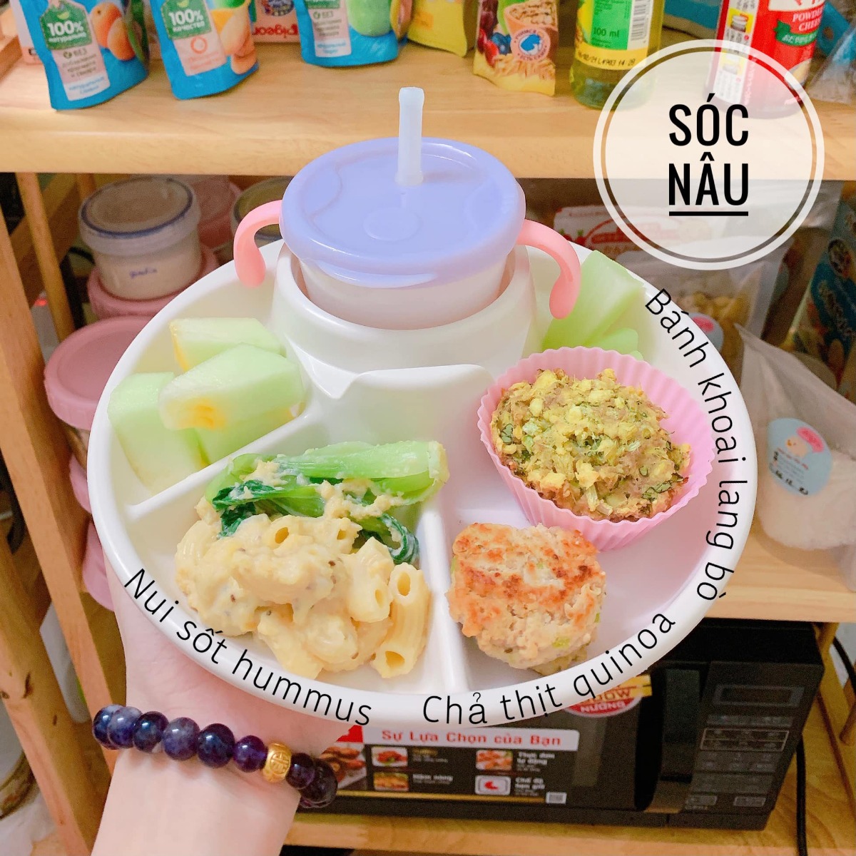 ❌❌❌ THỰC ĐƠN BLW CHO BÉ 8M+ ❌❌❌

Mình đã trải qua giai đoạn ăn dặm cho con. Và thành quả của mình là có 1 em bé rất mê ăn, ăn cả Thế Giới. 

👉Với mình thì ăn dặm BLW thật sự rất tuyệt vời. 
✅Giúp con tự lập
✅Giúp con học được kĩ năng vận động tinh rất tốt
✅Con được tự do khám phá
✅Hơn hết là con cảm nhận được mình đc tôn trọng trong ăn uống 
Và rất nhiều điều tuyệt vời nữa.........

BLW bé có thể thời gian đầu con ăn ít hơn các bạn ăn đút 1 chút. Mẹ có thể sẽ lo lắng 1 chút. Nhưng các mẹ hãy yên tâm nha. Mình có 1 em bé đã 13m rồi. Con ăn BLW hoàn toàn tới 11m và con phát triển rất tốt các mẹ nhé. Thậm chí là con đi học khi 11m được cô khen ăn còn tốt hơn nhiều bạn lớn hơn đó ạ.

🚫Ảnh có thể không đẹp, không long lanh. Nhưng cũng là tâm huyết là tình yêu của 1 người mẹ dành cho con. Mình chia sẻ với các mom để các mom có động lực hơn, kiên trì hơn nếu em bé nhà các mom đang theo BLW.