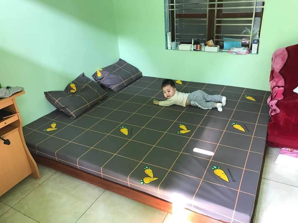 E ko có bán ga trải giường đâu, e khoe con lật thôi 🤣🤣