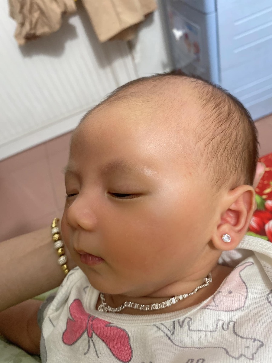 Siêu chụp 4D sanh ra y chang k sai 1 nét nhé mấy mom hihi. Chuột trai nhà e tròn 1 tháng tuổi r ạ. Chúc mấy mom 1 thai kỳ khoẻ mạnh nhé. Khoe ảnh 4d và hiện tại của chuột con đi mấy mom.