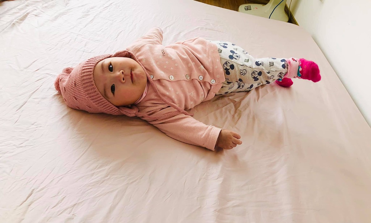 Thành quả lớn nhất năm 2020 của 2 vợ chồng ❤️😝👨‍👩‍👧‍👦😍
Đang cho chơi tập lăn quay lật các bác ạ 😹😹