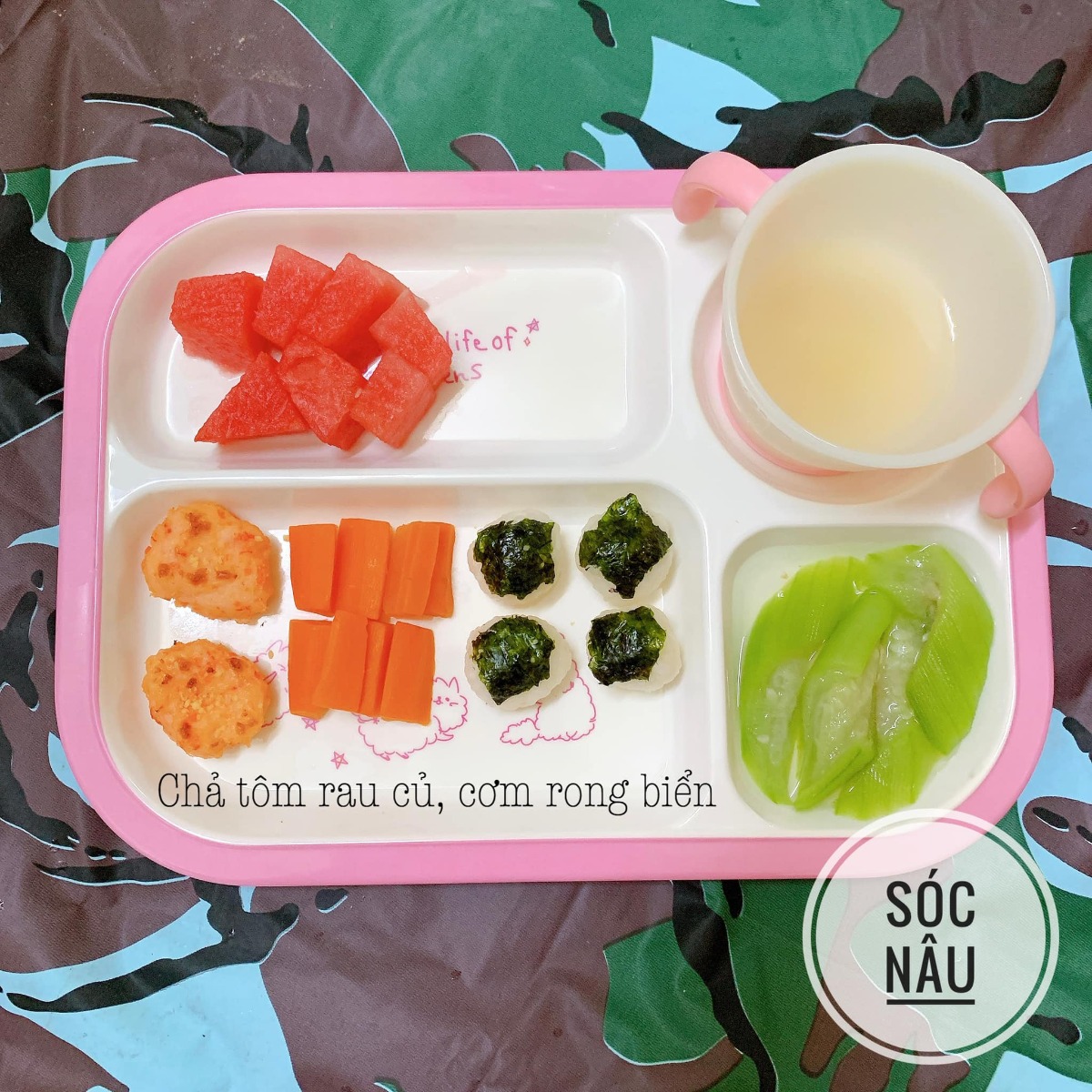 ❌❌❌ THỰC ĐƠN BLW CHO BÉ 8M+ ❌❌❌

Mình đã trải qua giai đoạn ăn dặm cho con. Và thành quả của mình là có 1 em bé rất mê ăn, ăn cả Thế Giới. 

👉Với mình thì ăn dặm BLW thật sự rất tuyệt vời. 
✅Giúp con tự lập
✅Giúp con học được kĩ năng vận động tinh rất tốt
✅Con được tự do khám phá
✅Hơn hết là con cảm nhận được mình đc tôn trọng trong ăn uống 
Và rất nhiều điều tuyệt vời nữa.........

BLW bé có thể thời gian đầu con ăn ít hơn các bạn ăn đút 1 chút. Mẹ có thể sẽ lo lắng 1 chút. Nhưng các mẹ hãy yên tâm nha. Mình có 1 em bé đã 13m rồi. Con ăn BLW hoàn toàn tới 11m và con phát triển rất tốt các mẹ nhé. Thậm chí là con đi học khi 11m được cô khen ăn còn tốt hơn nhiều bạn lớn hơn đó ạ.

🚫Ảnh có thể không đẹp, không long lanh. Nhưng cũng là tâm huyết là tình yêu của 1 người mẹ dành cho con. Mình chia sẻ với các mom để các mom có động lực hơn, kiên trì hơn nếu em bé nhà các mom đang theo BLW.