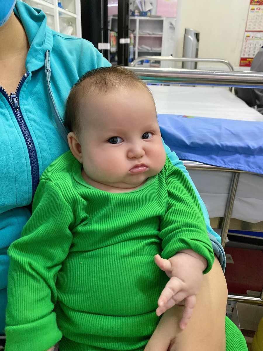Vâng !! Cô y tá ở bệnh viện bảo đây là lần đầu tiên có đứa bé dám thái độ như vậy với cô 🤣🤣!!