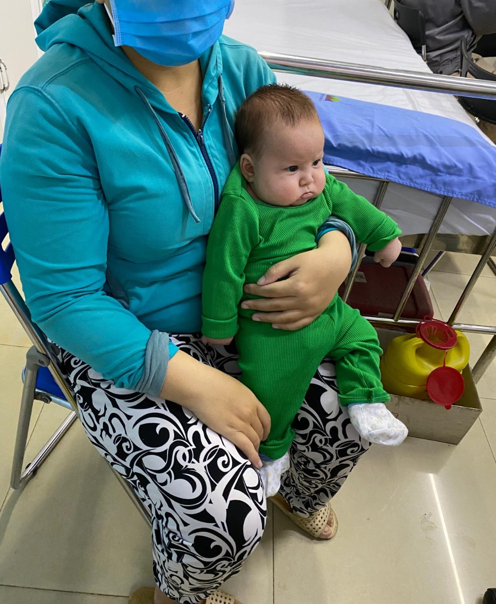 Vâng !! Cô y tá ở bệnh viện bảo đây là lần đầu tiên có đứa bé dám thái độ như vậy với cô 🤣🤣!!
