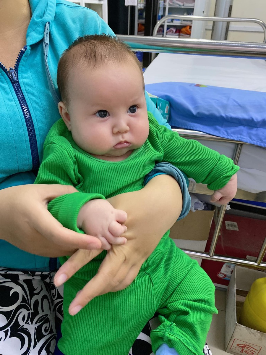 Vâng !! Cô y tá ở bệnh viện bảo đây là lần đầu tiên có đứa bé dám thái độ như vậy với cô 🤣🤣!!