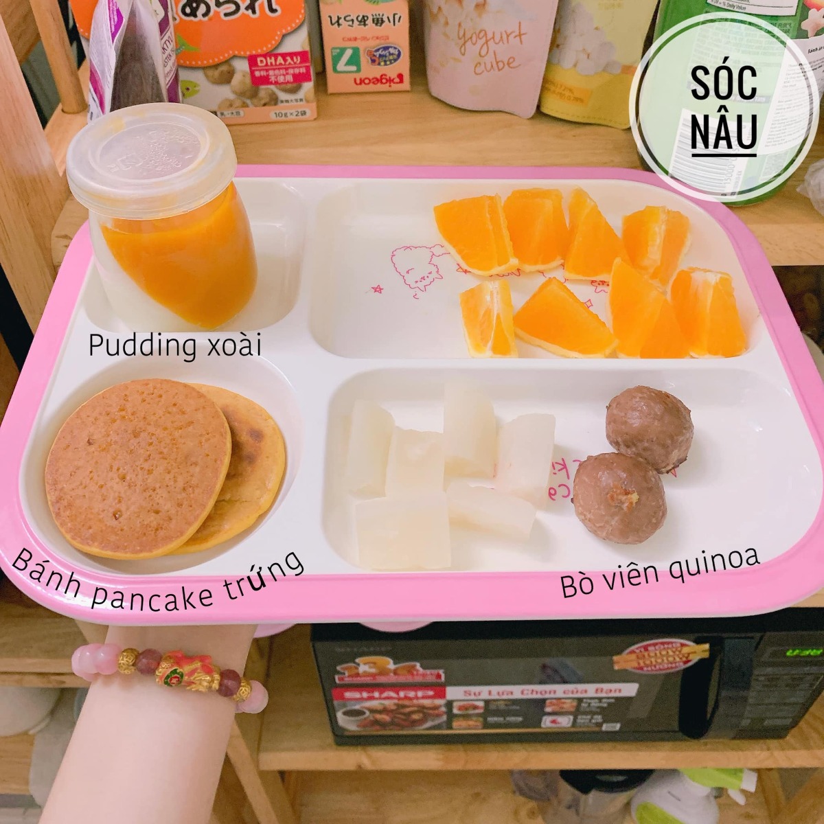 ❌❌❌ THỰC ĐƠN BLW CHO BÉ 8M+ ❌❌❌

Mình đã trải qua giai đoạn ăn dặm cho con. Và thành quả của mình là có 1 em bé rất mê ăn, ăn cả Thế Giới. 

👉Với mình thì ăn dặm BLW thật sự rất tuyệt vời. 
✅Giúp con tự lập
✅Giúp con học được kĩ năng vận động tinh rất tốt
✅Con được tự do khám phá
✅Hơn hết là con cảm nhận được mình đc tôn trọng trong ăn uống 
Và rất nhiều điều tuyệt vời nữa.........

BLW bé có thể thời gian đầu con ăn ít hơn các bạn ăn đút 1 chút. Mẹ có thể sẽ lo lắng 1 chút. Nhưng các mẹ hãy yên tâm nha. Mình có 1 em bé đã 13m rồi. Con ăn BLW hoàn toàn tới 11m và con phát triển rất tốt các mẹ nhé. Thậm chí là con đi học khi 11m được cô khen ăn còn tốt hơn nhiều bạn lớn hơn đó ạ.

🚫Ảnh có thể không đẹp, không long lanh. Nhưng cũng là tâm huyết là tình yêu của 1 người mẹ dành cho con. Mình chia sẻ với các mom để các mom có động lực hơn, kiên trì hơn nếu em bé nhà các mom đang theo BLW.